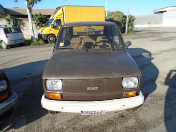 Auto d' epoca funzionante. Anno prima immatricolazione nel 1980. Modello Fiat 126 Brown 650. Colore carrozzeria marrone pastello. Alimentazione benzina. Targata PS223743 Auto d' epoca funzionante. Anno prima immatricolazione nel 1980. Modello Fiat 126 Brown 650. Colore carrozzeria marrone pastello. Alimentazione benzina. Targata PS223743
