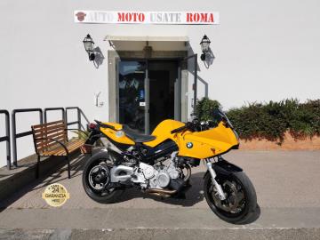 BMW F 800 S
Immatricolata 2007, 798cc, 63Kw 85Cv, 61.000Km, Euro3.
Con: Motore Bicicilindrico, cambio manuale a 6 rapporti, Abs, computer di bordo, manopole riscaldabili, lampade a Led, unghia monoposto, terminale Akrapovic, cupolino fumè, tamponi laterali, dischi freno da 320mm anteriori e 265mm posteriore, cerchi da 17â€.
Rimangono sempre esclusi i costi :
-del passaggio di proprietà pari ad euro 200,00.
-messa su strada pari ad euro 300,00 che include l'attivazione della garanzia di 12 mesi completa, controlli e/o tagliando completo preconsegna all'occorrenza (olio,filtro olio, filtro aria e tutti i componenti necessari al ripristino), 12 mesi di garanzia estendibili a 24/36mesi in base al veicolo e copre i componenti non soggetti ad usura (dettagli in sede).
*************
I NOSTRI SERVIZI :
-Acquisto diretto con pagamento immediato
-conto vendita
-vendita auto, moto e scooter usati e garantiti
-vendita veicoli d'epoca
-permuta auto con moto e viceversa
-noleggio breve e lungo termine
-finanziamenti personalizzati (rata costante,mini e maxi rate, leasing)
-assistenza post-vendita con società di garanzie e officine partner
-assicurazioni
-consulenze e stime per acquisti tra privati
VISITA il nostro sito internet: automotousateroma.it oppure scarica la nostra App: automotousateroma dall' Apple store o Play store per restare aggiornato sui nostri ultimi arrivi.
VIENI A TROVARCI PER VEDERE DAL VIVO QUESTO VEICOLO :
Auto Moto Usate Roma s.r.l.Via Appia Nuova 23, 00047, Marino (RM) (adiacente Sorelle Ramonda)
*************
HAI UNA PERMUTA?
compila il form sull'App o nel nostro sito automotousateroma.it
oppure inviaci foto e descrizione (modello anno km motore ...)
al nostro numero whatsapp : Cell. 351-4646876 o e-mail : info@automotousateroma.it
*************
La Auto Moto Usate Roma Srl declina ogni responsabilità per eventuali involontarie incongruenze che non rappresentano in alcun modo un impegno contrattuale e invitano i clienti a verificare sempre dal vivo la correttezza dei dati che potrebbero non coincidere con l’effettivo equipaggiamento del veicolo spesso dovuto alla incompatibilità dei dati trasmessi sulle varie piattaforme web. BMW F 800 S
Immatricolata 2007, 798cc, 63Kw 85Cv, 61.000Km, Euro3.
Con: Motore Bicicilindrico, cambio manuale a 6 rapporti, Abs, computer di bordo, manopole riscaldabili, lampade a Led, unghia monoposto, terminale Akrapovic, cupolino fumè, tamponi laterali, dischi freno da 320mm anteriori e 265mm posteriore, cerchi da 17â€.
Rimangono sempre esclusi i costi :
-del passaggio di proprietà pari ad euro 200,00.
-messa su strada pari ad euro 300,00 che include l'attivazione della garanzia di 12 mesi completa, controlli e/o tagliando completo preconsegna all'occorrenza (olio,filtro olio, filtro aria e tutti i componenti necessari al ripristino), 12 mesi di garanzia estendibili a 24/36mesi in base al veicolo e copre i componenti non soggetti ad usura (dettagli in sede).
*************
I NOSTRI SERVIZI :
-Acquisto diretto con pagamento immediato
-conto vendita
-vendita auto, moto e scooter usati e garantiti
-vendita veicoli d'epoca
-permuta auto con moto e viceversa
-noleggio breve e lungo termine
-finanziamenti personalizzati (rata costante,mini e maxi rate, leasing)
-assistenza post-vendita con società di garanzie e officine partner
-assicurazioni
-consulenze e stime per acquisti tra privati
VISITA il nostro sito internet: automotousateroma.it oppure scarica la nostra App: automotousateroma dall' Apple store o Play store per restare aggiornato sui nostri ultimi arrivi.
VIENI A TROVARCI PER VEDERE DAL VIVO QUESTO VEICOLO :
Auto Moto Usate Roma s.r.l.Via Appia Nuova 23, 00047, Marino (RM) (adiacente Sorelle Ramonda)
*************
HAI UNA PERMUTA?
compila il form sull'App o nel nostro sito automotousateroma.it
oppure inviaci foto e descrizione (modello anno km motore ...)
al nostro numero whatsapp : Cell. 351-4646876 o e-mail : info@automotousateroma.it
*************
La Auto Moto Usate Roma Srl declina ogni responsabilità per eventuali involontarie incongruenze che non rappresentano in alcun modo un impegno contrattuale e invitano i clienti a verificare sempre dal vivo la correttezza dei dati che potrebbero non coincidere con l’effettivo equipaggiamento del veicolo spesso dovuto alla incompatibilità dei dati trasmessi sulle varie piattaforme web.