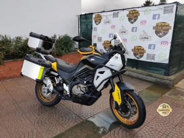 QJ MOTOR SVT 650 X
Immatricolata 2024, 645cc, 78Cv 56Kw, 3.300 Km, Euro5.
*** Garanzia Ufficiale per 48 Mesi ***
Con: Motore bicilindrico, cambio manuale a 6 rapporti, computer di bordo, Abs, faro a Led, cupolino regolabile, manopole e sella riscaldabile, distribuione Bialbero, freni a disco da 320mm anteriori e 260mmposteriore, cerchi da 17â€, paramotore, tris valigie, nottolini alza moto.
Il prezzo proposto di euro 5.300,00euro è legato alla promozione web che prevede un acquisto tramite finanziamento di intero importo.
Il prezzo senza promo è di euro 6.
5.900,00euro.
Rimangono sempre esclusi i costi :
-del passaggio di proprietà pari ad euro 200,00.
-messa su strada pari ad euro 300,00 che include l'attivazione della garanzia di 12 mesi completa, controlli e/o tagliando completo preconsegna all'occorrenza (olio,filtro olio, filtro aria e tutti i componenti necessari al ripristino), 12 mesi di garanzia estendibili a 24/36mesi in base al veicolo e copre i componenti non soggetti ad usura (dettagli in sede).
Il prezzo del veicolo pubblicizzato è stato calcolato utilizzando tutte le campagne commerciali a disposizione.
*************
I NOSTRI SERVIZI :
-Acquisto diretto con pagamento immediato
-conto vendita
-vendita auto, moto e scooter usati e garantiti
-vendita veicoli d'epoca
-permuta auto con moto e viceversa
-noleggio breve e lungo termine
-finanziamenti personalizzati (rata costante,mini e maxi rate, leasing)
-assistenza post-vendita con società di garanzie e officine partner
-assicurazioni
-consulenze e stime per acquisti tra privati
VISITA il nostro sito internet: automotousateroma.it oppure scarica la nostra App: automotousateroma dall' Apple store o Play store per restare aggiornato sui nostri ultimi arrivi.
VIENI A TROVARCI PER VEDERE DAL VIVO QUESTO VEICOLO :
Auto Moto Usate Roma s.r.l.Via Appia Nuova 23, 00047, Marino (RM) (adiacente Sorelle Ramonda)
*************
HAI UNA PERMUTA?
compila il form sull'App o nel nostro sito automotousateroma.it
oppure inviaci foto e descrizione (modello anno km motore ...)
al nostro numero whatsapp : Cell. 351-4646876 o Whats. 366-6562866 Fisso 06-7215841 e-mail : info@automotousateroma.it
*************
La Auto Moto Usate Roma Srl declina ogni responsabilità per eventuali involontarie incongruenze che non rappresentano in alcun modo un impegno contrattuale e invitano i clienti a verificare sempre dal vivo la correttezza dei dati che potrebbero non coincidere con l’effettivo equipaggiamento del veicolo spesso dovuto alla incompatibilità dei dati trasmessi sulle varie piattaforme web. QJ MOTOR SVT 650 X
Immatricolata 2024, 645cc, 78Cv 56Kw, 3.300 Km, Euro5.
*** Garanzia Ufficiale per 48 Mesi ***
Con: Motore bicilindrico, cambio manuale a 6 rapporti, computer di bordo, Abs, faro a Led, cupolino regolabile, manopole e sella riscaldabile, distribuione Bialbero, freni a disco da 320mm anteriori e 260mmposteriore, cerchi da 17â€, paramotore, tris valigie, nottolini alza moto.
Il prezzo proposto di euro 5.300,00euro è legato alla promozione web che prevede un acquisto tramite finanziamento di intero importo.
Il prezzo senza promo è di euro 6.
5.900,00euro.
Rimangono sempre esclusi i costi :
-del passaggio di proprietà pari ad euro 200,00.
-messa su strada pari ad euro 300,00 che include l'attivazione della garanzia di 12 mesi completa, controlli e/o tagliando completo preconsegna all'occorrenza (olio,filtro olio, filtro aria e tutti i componenti necessari al ripristino), 12 mesi di garanzia estendibili a 24/36mesi in base al veicolo e copre i componenti non soggetti ad usura (dettagli in sede).
Il prezzo del veicolo pubblicizzato è stato calcolato utilizzando tutte le campagne commerciali a disposizione.
*************
I NOSTRI SERVIZI :
-Acquisto diretto con pagamento immediato
-conto vendita
-vendita auto, moto e scooter usati e garantiti
-vendita veicoli d'epoca
-permuta auto con moto e viceversa
-noleggio breve e lungo termine
-finanziamenti personalizzati (rata costante,mini e maxi rate, leasing)
-assistenza post-vendita con società di garanzie e officine partner
-assicurazioni
-consulenze e stime per acquisti tra privati
VISITA il nostro sito internet: automotousateroma.it oppure scarica la nostra App: automotousateroma dall' Apple store o Play store per restare aggiornato sui nostri ultimi arrivi.
VIENI A TROVARCI PER VEDERE DAL VIVO QUESTO VEICOLO :
Auto Moto Usate Roma s.r.l.Via Appia Nuova 23, 00047, Marino (RM) (adiacente Sorelle Ramonda)
*************
HAI UNA PERMUTA?
compila il form sull'App o nel nostro sito automotousateroma.it
oppure inviaci foto e descrizione (modello anno km motore ...)
al nostro numero whatsapp : Cell. 351-4646876 o Whats. 366-6562866 Fisso 06-7215841 e-mail : info@automotousateroma.it
*************
La Auto Moto Usate Roma Srl declina ogni responsabilità per eventuali involontarie incongruenze che non rappresentano in alcun modo un impegno contrattuale e invitano i clienti a verificare sempre dal vivo la correttezza dei dati che potrebbero non coincidere con l’effettivo equipaggiamento del veicolo spesso dovuto alla incompatibilità dei dati trasmessi sulle varie piattaforme web.