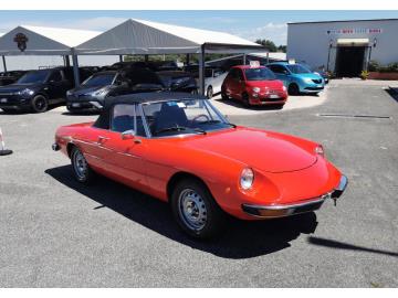 ALFA ROMEO SPIDER DUETTO 1300 JUNIOR 2 SERIE CODA TRONCA
Immatricolata 1976, 1290cc, 16.420Km, 89Cv 65Kw.
** Iscritta ASI **
*** Targata ROMA con sfondo nero ***
Con: Motore a 4 cilindri in linea, cambio manuale a 5 rapporti, omologata 4 posti, sedili e interni in pelle, cappotta rifoderata, cerchi in lega da 14 .
Rimangono sempre esclusi i costi :
-del passaggio di proprietà pari ad euro 250,00.
-messa su strada pari ad euro 500,00 che include controlli tagliando completo preconsegna (olio,filtro olio, filtro aria e tutti icomponenti necessari al ripristino), igienizzazione interni, kit gonfiaggio.
Il prezzo del veicolo pubblicizzato è stato calcolato utilizzando tutte le campagne commerciali a disposizione.
*************
I NOSTRI SERVIZI :
-Acquisto diretto con pagamento immediato
-conto vendita
-vendita auto, moto e scooter usati e garantiti
-vendita veicoli d'epoca
-permuta auto con moto e viceversa
-noleggio breve e lungo termine
-finanziamenti personalizzati (rata costante,mini e maxi rate, leasing)
-assistenza post-vendita con società di garanzie e officine partner
-assicurazioni
-consulenze e stime per acquisti tra privati
VISITA il nostro sito internet: automotousateroma.it oppure scarica la nostra App: automotousateroma dall' Apple store o Play store per restare aggiornato sui nostri ultimi arrivi.
VIENI A TROVARCI PER VEDERE DAL VIVO QUESTO VEICOLO :
Auto Moto Usate Roma s.r.l.Via Appia Nuova 23, 00047, Marino (RM) (adiacente Sorelle Ramonda)
*************
HAI UNA PERMUTA?
compila il form sull'App o nel nostro sito automotousateroma.it
oppure inviaci foto e descrizione (modello anno km motore ...)
al nostro numero whatsapp : Cell. 366-6562866 o 351-4646876 Fisso 06-7215841 e-mail : info@automotousateroma.it
*************
La Auto Moto Usate Roma Srl declina ogni responsabilità per eventuali involontarie incongruenze che non rappresentano in alcun modo un impegno contrattuale e invitano i clienti a verificare sempre dal vivo la correttezza dei dati che potrebbero non coincidere con l’effettivo equipaggiamento del veicolo spesso dovuto alla incompatibilità dei dati trasmessi sulle varie piattaforme web.
ALFA ROMEO SPIDER DUETTO 1300 JUNIOR 2 SERIE CODA TRONCA
Immatricolata 1976, 1290cc, 16.420Km, 89Cv 65Kw.
** Iscritta ASI **
*** Targata ROMA con sfondo nero ***
Con: Motore a 4 cilindri in linea, cambio manuale a 5 rapporti, omologata 4 posti, sedili e interni in pelle, cappotta rifoderata, cerchi in lega da 14 .
Rimangono sempre esclusi i costi :
-del passaggio di proprietà pari ad euro 250,00.
-messa su strada pari ad euro 500,00 che include controlli tagliando completo preconsegna (olio,filtro olio, filtro aria e tutti icomponenti necessari al ripristino), igienizzazione interni, kit gonfiaggio.
Il prezzo del veicolo pubblicizzato è stato calcolato utilizzando tutte le campagne commerciali a disposizione.
*************
I NOSTRI SERVIZI :
-Acquisto diretto con pagamento immediato
-conto vendita
-vendita auto, moto e scooter usati e garantiti
-vendita veicoli d'epoca
-permuta auto con moto e viceversa
-noleggio breve e lungo termine
-finanziamenti personalizzati (rata costante,mini e maxi rate, leasing)
-assistenza post-vendita con società di garanzie e officine partner
-assicurazioni
-consulenze e stime per acquisti tra privati
VISITA il nostro sito internet: automotousateroma.it oppure scarica la nostra App: automotousateroma dall' Apple store o Play store per restare aggiornato sui nostri ultimi arrivi.
VIENI A TROVARCI PER VEDERE DAL VIVO QUESTO VEICOLO :
Auto Moto Usate Roma s.r.l.Via Appia Nuova 23, 00047, Marino (RM) (adiacente Sorelle Ramonda)
*************
HAI UNA PERMUTA?
compila il form sull'App o nel nostro sito automotousateroma.it
oppure inviaci foto e descrizione (modello anno km motore ...)
al nostro numero whatsapp : Cell. 366-6562866 o 351-4646876 Fisso 06-7215841 e-mail : info@automotousateroma.it
*************
La Auto Moto Usate Roma Srl declina ogni responsabilità per eventuali involontarie incongruenze che non rappresentano in alcun modo un impegno contrattuale e invitano i clienti a verificare sempre dal vivo la correttezza dei dati che potrebbero non coincidere con l’effettivo equipaggiamento del veicolo spesso dovuto alla incompatibilità dei dati trasmessi sulle varie piattaforme web.