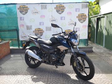 TVS Raider 125: L'avventura ti aspetta.
Se stai cercando una moto che unisca stile, prestazioni ed efficienza, la TVS Raider 125 è la scelta perfetta per te.
Design accattivante e moderno
Con le sue linee aggressive e un design sportivo, la Raider 125 non passa inosservata. Il faro a LED, il serbatoio scolpito e le carene aerodinamiche le conferiscono un look unico e contemporaneo.
Prestazioni brillanti ed efficienti
Il motore da 125 cc della Raider 125 è il cuore pulsante di questa moto. Offre una guida reattiva e divertente, grazie alla sua potenza e alla coppia ben distribuita. E non preoccuparti dei consumi: la tecnologia avanzata ti assicura un'efficienza notevole, permettendoti di percorrere più chilometri con un pieno.
Comfort e tecnologia al tuo servizio
La sella comoda e la posizione di guida ergonomica rendono la Raider 125 adatta a tragitti di ogni durata. Il quadro strumenti digitale a colori, completo di tutte le informazioni necessarie, ti permette di avere tutto sotto controllo. Inoltre, la tecnologia SmartXonnect ti consente di connettere il tuo smartphone per ricevere notifiche e consultare dati di guida.
Colorazioni disponibili : Rosso, Nero, Giallo e Blu.
L'offerta include:
Moto in pronta consegna
Garanzia ufficiale 5 Anni con kilometraggio Illimitato!
Possibilità di finanziamento (Senza anticipo, Maxi rata, personalizzato)
Prezzo 3.960 F.C. scontato a 3.690euro + messa su strada di 350euro
Non perdere l'occasione di guidare lo moto che cambierà il tuo modo di muoverti in città. Vieni a vederlo e a provarlo!
I NOSTRI SERVIZI :
-Acquisto diretto con pagamento immediato
-conto vendita
-vendita auto, moto e scooter usati e garantiti
-vendita veicoli d'epoca
-permuta auto con moto e viceversa
-noleggio breve e lungo termine
-finanziamenti personalizzati (rata costante,mini e maxi rate, leasing)
-assistenza post-vendita con società di garanzie e officine partner
-assicurazioni
-consulenze e stime per acquisti tra privati
VISITA il nostro sito internet: automotousateroma.it oppure scarica la nostra App: automotousateroma dall' Apple store o Play store per restare aggiornato sui nostri ultimi arrivi.
VIENI A TROVARCI PER VEDERE DAL VIVO QUESTO VEICOLO :
Auto Moto Usate Roma s.r.l.Via Appia Nuova 23, 00047, Marino (RM) (adiacente Sorelle Ramonda)
HAI UNA PERMUTA?
compila il form sull'App o nel nostro sito automotousateroma.it
oppure inviaci foto e descrizione (modello anno km motore ...)
al nostro numero whatsapp : Cell. 351-4646876 o Whats. 366-6562866 Fisso 06-7215841 e-mail : info@automotousateroma.it
La Auto Moto Usate Roma Srl declina ogni responsabilità per eventuali involontarie incongruenze che non rappresentano in alcun modo un impegno contrattuale e invitano i clienti a verificare sempre dal vivo la correttezza dei dati che potrebbero non coincidere con l’effettivo equipaggiamento del veicolo spesso dovuto alla incompatibilità dei dati trasmessi sulle varie piattaforme web. TVS Raider 125: L'avventura ti aspetta.
Se stai cercando una moto che unisca stile, prestazioni ed efficienza, la TVS Raider 125 è la scelta perfetta per te.
Design accattivante e moderno
Con le sue linee aggressive e un design sportivo, la Raider 125 non passa inosservata. Il faro a LED, il serbatoio scolpito e le carene aerodinamiche le conferiscono un look unico e contemporaneo.
Prestazioni brillanti ed efficienti
Il motore da 125 cc della Raider 125 è il cuore pulsante di questa moto. Offre una guida reattiva e divertente, grazie alla sua potenza e alla coppia ben distribuita. E non preoccuparti dei consumi: la tecnologia avanzata ti assicura un'efficienza notevole, permettendoti di percorrere più chilometri con un pieno.
Comfort e tecnologia al tuo servizio
La sella comoda e la posizione di guida ergonomica rendono la Raider 125 adatta a tragitti di ogni durata. Il quadro strumenti digitale a colori, completo di tutte le informazioni necessarie, ti permette di avere tutto sotto controllo. Inoltre, la tecnologia SmartXonnect ti consente di connettere il tuo smartphone per ricevere notifiche e consultare dati di guida.
Colorazioni disponibili : Rosso, Nero, Giallo e Blu.
L'offerta include:
Moto in pronta consegna
Garanzia ufficiale 5 Anni con kilometraggio Illimitato!
Possibilità di finanziamento (Senza anticipo, Maxi rata, personalizzato)
Prezzo 3.960 F.C. scontato a 3.690euro + messa su strada di 350euro
Non perdere l'occasione di guidare lo moto che cambierà il tuo modo di muoverti in città. Vieni a vederlo e a provarlo!
I NOSTRI SERVIZI :
-Acquisto diretto con pagamento immediato
-conto vendita
-vendita auto, moto e scooter usati e garantiti
-vendita veicoli d'epoca
-permuta auto con moto e viceversa
-noleggio breve e lungo termine
-finanziamenti personalizzati (rata costante,mini e maxi rate, leasing)
-assistenza post-vendita con società di garanzie e officine partner
-assicurazioni
-consulenze e stime per acquisti tra privati
VISITA il nostro sito internet: automotousateroma.it oppure scarica la nostra App: automotousateroma dall' Apple store o Play store per restare aggiornato sui nostri ultimi arrivi.
VIENI A TROVARCI PER VEDERE DAL VIVO QUESTO VEICOLO :
Auto Moto Usate Roma s.r.l.Via Appia Nuova 23, 00047, Marino (RM) (adiacente Sorelle Ramonda)
HAI UNA PERMUTA?
compila il form sull'App o nel nostro sito automotousateroma.it
oppure inviaci foto e descrizione (modello anno km motore ...)
al nostro numero whatsapp : Cell. 351-4646876 o Whats. 366-6562866 Fisso 06-7215841 e-mail : info@automotousateroma.it
La Auto Moto Usate Roma Srl declina ogni responsabilità per eventuali involontarie incongruenze che non rappresentano in alcun modo un impegno contrattuale e invitano i clienti a verificare sempre dal vivo la correttezza dei dati che potrebbero non coincidere con l’effettivo equipaggiamento del veicolo spesso dovuto alla incompatibilità dei dati trasmessi sulle varie piattaforme web.