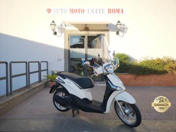PIAGGIO LIBERTY 150 ABS 3V i.e.
Immatricolato 2021, 155cc, 9.400Km, 13Cv 9Kw, Euro5.
Con: motore monocilindrico, cambio automatico con variatore, 3 valvole, raffreddamento aria, vano retro scudo, ampio vano sottosella, Forcella telescopica idraulica, doppio cavalletto centrale e laterale, freno a disco anteriore da 240mm e da 140mm posteriore, cerchi da 16†anteriore e da 14†posteriore.
Accessoraito con : Parabrezza kappa.
Il prezzo proposto di euro 1.900,00euro è legato alla promozione web che prevede un acquisto tramite finanziamento, Info in sede.
Il prezzo a Listino senza promo è di euro 2.500,00.
Rimangono sempre esclusi i costi :
-del passaggio di proprietà pari ad euro 200,00.
-messa su strada pari ad euro 300,00 che include l'attivazione della garanzia di 12 mesi completa, controlli e o tagliando completo preconsegna all'occorrenza (olio,filtro olio, filtro aria e tutti i componenti necessari al ripristino), 12 mesi di garanzia estendibili a 24 36mesi in base al veicolo e copre i componenti non soggetti ad usura (dettagli in sede).
Il prezzo del veicolo pubblicizzato è stato calcolato utilizzando tutte le campagne commerciali a disposizione.
*************
I NOSTRI SERVIZI :
-Acquisto diretto con pagamento immediato
-conto vendita
-vendita auto, moto e scooter usati e garantiti
-vendita veicoli d'epoca
-permuta auto con moto e viceversa
-noleggio breve e lungo termine
-finanziamenti personalizzati (rata costante,mini e maxi rate, leasing)
-assistenza post-vendita con società di garanzie e officine partner
-assicurazioni
-consulenze e stime per acquisti tra privati
VISITA il nostro sito internet: automotousateroma.it oppure scarica la nostra App: automotousateroma dall' Apple store o Play store per restare aggiornato sui nostri ultimi arrivi.
VIENI A TROVARCI PER VEDERE DAL VIVO QUESTO VEICOLO :
Auto Moto Usate Roma s.r.l.Via Appia Nuova 23, 00047, Marino (RM) (adiacente Sorelle Ramonda)
*************
HAI UNA PERMUTA?
compila il form sull'App o nel nostro sito automotousateroma.it
oppure inviaci foto e descrizione (modello anno km motore ...)
al nostro numero whatsapp : Cell. 351-4646876 o Whats. 366-6562866 Fisso 06-7215841 e-mail : info@automotousateroma.it
*************
La Auto Moto Usate Roma Srl declina ogni responsabilità per eventuali involontarie incongruenze che non rappresentano in alcun modo un impegno contrattuale e invitano i clienti a verificare sempre dal vivo la correttezza dei dati che potrebbero non coincidere con l’effettivo equipaggiamento del veicolo spesso dovuto alla incompatibilità dei dati trasmessi sulle varie piattaforme web.
PIAGGIO LIBERTY 150 ABS 3V i.e.
Immatricolato 2021, 155cc, 9.400Km, 13Cv 9Kw, Euro5.
Con: motore monocilindrico, cambio automatico con variatore, 3 valvole, raffreddamento aria, vano retro scudo, ampio vano sottosella, Forcella telescopica idraulica, doppio cavalletto centrale e laterale, freno a disco anteriore da 240mm e da 140mm posteriore, cerchi da 16†anteriore e da 14†posteriore.
Accessoraito con : Parabrezza kappa.
Il prezzo proposto di euro 1.900,00euro è legato alla promozione web che prevede un acquisto tramite finanziamento, Info in sede.
Il prezzo a Listino senza promo è di euro 2.500,00.
Rimangono sempre esclusi i costi :
-del passaggio di proprietà pari ad euro 200,00.
-messa su strada pari ad euro 300,00 che include l'attivazione della garanzia di 12 mesi completa, controlli e o tagliando completo preconsegna all'occorrenza (olio,filtro olio, filtro aria e tutti i componenti necessari al ripristino), 12 mesi di garanzia estendibili a 24 36mesi in base al veicolo e copre i componenti non soggetti ad usura (dettagli in sede).
Il prezzo del veicolo pubblicizzato è stato calcolato utilizzando tutte le campagne commerciali a disposizione.
*************
I NOSTRI SERVIZI :
-Acquisto diretto con pagamento immediato
-conto vendita
-vendita auto, moto e scooter usati e garantiti
-vendita veicoli d'epoca
-permuta auto con moto e viceversa
-noleggio breve e lungo termine
-finanziamenti personalizzati (rata costante,mini e maxi rate, leasing)
-assistenza post-vendita con società di garanzie e officine partner
-assicurazioni
-consulenze e stime per acquisti tra privati
VISITA il nostro sito internet: automotousateroma.it oppure scarica la nostra App: automotousateroma dall' Apple store o Play store per restare aggiornato sui nostri ultimi arrivi.
VIENI A TROVARCI PER VEDERE DAL VIVO QUESTO VEICOLO :
Auto Moto Usate Roma s.r.l.Via Appia Nuova 23, 00047, Marino (RM) (adiacente Sorelle Ramonda)
*************
HAI UNA PERMUTA?
compila il form sull'App o nel nostro sito automotousateroma.it
oppure inviaci foto e descrizione (modello anno km motore ...)
al nostro numero whatsapp : Cell. 351-4646876 o Whats. 366-6562866 Fisso 06-7215841 e-mail : info@automotousateroma.it
*************
La Auto Moto Usate Roma Srl declina ogni responsabilità per eventuali involontarie incongruenze che non rappresentano in alcun modo un impegno contrattuale e invitano i clienti a verificare sempre dal vivo la correttezza dei dati che potrebbero non coincidere con l’effettivo equipaggiamento del veicolo spesso dovuto alla incompatibilità dei dati trasmessi sulle varie piattaforme web.