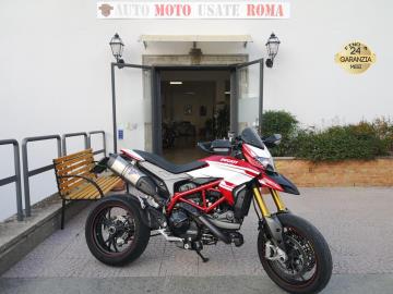 DUCATI HYPERMOTARD 939 SP
Immatricolata 2018, 937cc, 113Cv 81Kw, 13.000Km, Euro4.
Con: Motore Bicilindrico a V, cambio manuale a 6 rapporti, Abs, Tc, raffreddamento a liquido, distribuzione desmodromica, 3 mappature motore, ride by wire, Forcella Öhlins a steli rovesciati completamente regolabile da 50 mm, monoammortizzatore Öhlins completamente regolabile, Terminale Termignoni, doppio freno a disco da 320mm anteriori e da 245mm al posteriore, impianto frenante Brembo, cerchi da 17†Marchesini.
Il prezzo proposto di euro 8.900,00euro è legato alla promozione web che prevede un acquisto tramite un anticipo e la restante parte rimanente in finanziamento.
Il prezzo senza promo è di euro 10.200,00euro.
Rimangono sempre esclusi i costi :
-del passaggio di proprietà pari ad euro 200,00.
-messa su strada pari ad euro 300,00 che include l'attivazione della garanzia di 12 mesi completa, controlli e o tagliando completo preconsegna all'occorrenza (olio,filtro olio, filtro aria e tutti i componenti necessari al ripristino), 12 mesi di garanzia estendibili a 24 36mesi in base al veicolo e copre i componenti non soggetti ad usura (dettagli in sede).
Il prezzo del veicolo pubblicizzato è stato calcolato utilizzando tutte le campagne commerciali a disposizione.
*************
I NOSTRI SERVIZI :
-Acquisto diretto con pagamento immediato
-conto vendita
-vendita auto, moto e scooter usati e garantiti
-vendita veicoli d'epoca
-permuta auto con moto e viceversa
-noleggio breve e lungo termine
-finanziamenti personalizzati (rata costante,mini e maxi rate, leasing)
-assistenza post-vendita con società di garanzie e officine partner
-assicurazioni
-consulenze e stime per acquisti tra privati
VISITA il nostro sito internet: automotousateroma.it oppure scarica la nostra App: automotousateroma dall' Apple store o Play store per restare aggiornato sui nostri ultimi arrivi.
VIENI A TROVARCI PER VEDERE DAL VIVO QUESTO VEICOLO :
Auto Moto Usate Roma s.r.l.Via Appia Nuova 23, 00047, Marino (RM) (adiacente Sorelle Ramonda)
*************
HAI UNA PERMUTA?
compila il form sull'App o nel nostro sito automotousateroma.it
oppure inviaci foto e descrizione (modello anno km motore ...)
al nostro numero whatsapp : Cell. 351-4646876 o Whats. 366-6562866 Fisso 06-7215841 e-mail : info@automotousateroma.it
*************
La Auto Moto Usate Roma Srl declina ogni responsabilità per eventuali involontarie incongruenze che non rappresentano in alcun modo un impegno contrattuale e invitano i clienti a verificare sempre dal vivo la correttezza dei dati che potrebbero non coincidere con l’effettivo equipaggiamento del veicolo spesso dovuto alla incompatibilità dei dati trasmessi sulle varie piattaforme web.
DUCATI HYPERMOTARD 939 SP
Immatricolata 2018, 937cc, 113Cv 81Kw, 13.000Km, Euro4.
Con: Motore Bicilindrico a V, cambio manuale a 6 rapporti, Abs, Tc, raffreddamento a liquido, distribuzione desmodromica, 3 mappature motore, ride by wire, Forcella Öhlins a steli rovesciati completamente regolabile da 50 mm, monoammortizzatore Öhlins completamente regolabile, Terminale Termignoni, doppio freno a disco da 320mm anteriori e da 245mm al posteriore, impianto frenante Brembo, cerchi da 17†Marchesini.
Il prezzo proposto di euro 8.900,00euro è legato alla promozione web che prevede un acquisto tramite un anticipo e la restante parte rimanente in finanziamento.
Il prezzo senza promo è di euro 10.200,00euro.
Rimangono sempre esclusi i costi :
-del passaggio di proprietà pari ad euro 200,00.
-messa su strada pari ad euro 300,00 che include l'attivazione della garanzia di 12 mesi completa, controlli e o tagliando completo preconsegna all'occorrenza (olio,filtro olio, filtro aria e tutti i componenti necessari al ripristino), 12 mesi di garanzia estendibili a 24 36mesi in base al veicolo e copre i componenti non soggetti ad usura (dettagli in sede).
Il prezzo del veicolo pubblicizzato è stato calcolato utilizzando tutte le campagne commerciali a disposizione.
*************
I NOSTRI SERVIZI :
-Acquisto diretto con pagamento immediato
-conto vendita
-vendita auto, moto e scooter usati e garantiti
-vendita veicoli d'epoca
-permuta auto con moto e viceversa
-noleggio breve e lungo termine
-finanziamenti personalizzati (rata costante,mini e maxi rate, leasing)
-assistenza post-vendita con società di garanzie e officine partner
-assicurazioni
-consulenze e stime per acquisti tra privati
VISITA il nostro sito internet: automotousateroma.it oppure scarica la nostra App: automotousateroma dall' Apple store o Play store per restare aggiornato sui nostri ultimi arrivi.
VIENI A TROVARCI PER VEDERE DAL VIVO QUESTO VEICOLO :
Auto Moto Usate Roma s.r.l.Via Appia Nuova 23, 00047, Marino (RM) (adiacente Sorelle Ramonda)
*************
HAI UNA PERMUTA?
compila il form sull'App o nel nostro sito automotousateroma.it
oppure inviaci foto e descrizione (modello anno km motore ...)
al nostro numero whatsapp : Cell. 351-4646876 o Whats. 366-6562866 Fisso 06-7215841 e-mail : info@automotousateroma.it
*************
La Auto Moto Usate Roma Srl declina ogni responsabilità per eventuali involontarie incongruenze che non rappresentano in alcun modo un impegno contrattuale e invitano i clienti a verificare sempre dal vivo la correttezza dei dati che potrebbero non coincidere con l’effettivo equipaggiamento del veicolo spesso dovuto alla incompatibilità dei dati trasmessi sulle varie piattaforme web.