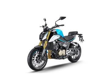 La QJ Motor SRK 600 è la Streetfighter che unisce prestazioni di carattere a un design aggressivo e moderno.
È la scelta perfetta per chi cerca una moto affidabile, scattante e con un rapporto qualità -prezzo imbattibile!
CARATTERISTICHE PRINCIPALI:
Motore Bicilindrico 554cc raffreddato a liquido: 56 CV di pura grinta, pronto a ruggire ad ogni accelerazione.
Ciclistica Affinata: Forcella a steli rovesciati e monoammortizzatore per una guida precisa e divertente.
Frenata al Top: Doppio disco anteriore Ø320mm e sistema ABS per la massima sicurezza.
Design Tagliente: Look da vera naked sportiva con linee tese e illuminazione Full LED.
Prezzo listino 5.490euro + messa su strada di 350euro.
L'offerta include:
. Mezzo in pronta consegna
Garanzia ufficiale 3+1 Anni!
Possibilità di finanziamento (Senza anticipo, Maxi rata, personalizzato).
Non perdere l'occasione di guidare la moto che cambierà il tuo modo di muoverti in città .
Vieni a vederlo e a provarlo!
*************
I NOSTRI SERVIZI :
-Acquisto diretto con pagamento immediato
-conto vendita
-vendita auto, moto e scooter usati e garantiti
-vendita veicoli d'epoca
-permuta auto con moto e viceversa
-noleggio breve e lungo termine
-finanziamenti personalizzati (rata costante,mini e maxi rate, leasing)
-assistenza post-vendita con società di garanzie e officine partner
-assicurazioni
-consulenze e stime per acquisti tra privati
VISITA il nostro sito internet: automotousateroma.it oppure scarica la nostra App: automotousateroma dall' Apple store o Play store per restare aggiornato sui nostri ultimi arrivi.
VIENI A TROVARCI PER VEDERE DAL VIVO QUESTO VEICOLO :
Auto Moto Usate Roma s.r.l.Via Appia Nuova 23, 00047, Marino (RM) (adiacente Sorelle Ramonda)
*************
HAI UNA PERMUTA?
compila il form sull'App o nel nostro sito automotousateroma.it
oppure inviaci foto e descrizione (modello anno km motore ...)
al nostro numero whatsapp : Cell. 366-6562866 o 351-4646876 Fisso 06-7215841 e-mail : info@automotousateroma.it
*************
La Auto Moto Usate Roma Srl declina ogni responsabilità per eventuali involontarie incongruenze che non rappresentano in alcun modo un impegno contrattuale e invitano i clienti a verificare sempre dal vivo la correttezza dei dati che potrebbero non coincidere con l’effettivo equipaggiamento del veicolo spesso dovuto alla incompatibilità dei dati trasmessi sulle varie piattaforme web. La QJ Motor SRK 600 è la Streetfighter che unisce prestazioni di carattere a un design aggressivo e moderno.
È la scelta perfetta per chi cerca una moto affidabile, scattante e con un rapporto qualità -prezzo imbattibile!
CARATTERISTICHE PRINCIPALI:
Motore Bicilindrico 554cc raffreddato a liquido: 56 CV di pura grinta, pronto a ruggire ad ogni accelerazione.
Ciclistica Affinata: Forcella a steli rovesciati e monoammortizzatore per una guida precisa e divertente.
Frenata al Top: Doppio disco anteriore Ø320mm e sistema ABS per la massima sicurezza.
Design Tagliente: Look da vera naked sportiva con linee tese e illuminazione Full LED.
Prezzo listino 5.490euro + messa su strada di 350euro.
L'offerta include:
. Mezzo in pronta consegna
Garanzia ufficiale 3+1 Anni!
Possibilità di finanziamento (Senza anticipo, Maxi rata, personalizzato).
Non perdere l'occasione di guidare la moto che cambierà il tuo modo di muoverti in città .
Vieni a vederlo e a provarlo!
*************
I NOSTRI SERVIZI :
-Acquisto diretto con pagamento immediato
-conto vendita
-vendita auto, moto e scooter usati e garantiti
-vendita veicoli d'epoca
-permuta auto con moto e viceversa
-noleggio breve e lungo termine
-finanziamenti personalizzati (rata costante,mini e maxi rate, leasing)
-assistenza post-vendita con società di garanzie e officine partner
-assicurazioni
-consulenze e stime per acquisti tra privati
VISITA il nostro sito internet: automotousateroma.it oppure scarica la nostra App: automotousateroma dall' Apple store o Play store per restare aggiornato sui nostri ultimi arrivi.
VIENI A TROVARCI PER VEDERE DAL VIVO QUESTO VEICOLO :
Auto Moto Usate Roma s.r.l.Via Appia Nuova 23, 00047, Marino (RM) (adiacente Sorelle Ramonda)
*************
HAI UNA PERMUTA?
compila il form sull'App o nel nostro sito automotousateroma.it
oppure inviaci foto e descrizione (modello anno km motore ...)
al nostro numero whatsapp : Cell. 366-6562866 o 351-4646876 Fisso 06-7215841 e-mail : info@automotousateroma.it
*************
La Auto Moto Usate Roma Srl declina ogni responsabilità per eventuali involontarie incongruenze che non rappresentano in alcun modo un impegno contrattuale e invitano i clienti a verificare sempre dal vivo la correttezza dei dati che potrebbero non coincidere con l’effettivo equipaggiamento del veicolo spesso dovuto alla incompatibilità dei dati trasmessi sulle varie piattaforme web.