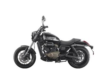 Prezzo listino 4.870euro + messa su strada di 350euro. 
L'offerta include:
       ** Mezzo in pronta consegna **
* Garanzia ufficiale 3+1 Anni! * 
Possibilità di finanziamento (Senza anticipo, Maxi rata, personalizzato). 
Scopri la QJ Motor SRV 300, la custom che porta l'autentico spirito americano nel segmento delle medie cilindrate, combinando un design aggressivo con un motore Bicilindrico a V unico nel suo genere.
Perché Scegliere la SRV 300?
1. Motore V-Twin Euro 5: Non è un semplice monocilindrico. Goditi il sound inconfondibile e la coppia corposa del suo Bicilindrico a V da 296cc, che eroga circa 31 CV (o 37 CV a seconda della fonte, ma comunque ideale per patente A2) per una guida fluida e grintosa.
2. Stile Low-Rider Autentico: Dalle linee allungate del telaio al serbatoio a goccia, ogni dettaglio richiama le iconiche cruiser intercontinentali. Perfetta per chi vuole distinguersi.
3. Facilità di Guida Imbattibile: Con un'altezza sella di soli 700 mm e un peso in ordine di marcia ridotto (circa 164 kg), la SRV 300 è incredibilmente maneggevole e accessibile a tutti.
4. Ciclistica e Sicurezza: Telaio a doppia culla in acciaio, forcella a steli rovesciati e un impianto frenante a disco con ABS, per garantirti massimo controllo e stabilità su ogni strada.
5. Dotazione Moderna: Fari Full LED e strumentazione digitale per un tocco di tecnologia che si sposa perfettamente con lo stile retrò.
Non perdere l'occasione di guidare la moto che cambierà il tuo modo di muoverti in città. 
Vieni a vederlo e a provarlo!
*************
I NOSTRI SERVIZI : 
-Acquisto diretto con pagamento immediato 
-conto vendita
-vendita auto, moto e scooter usati e garantiti
-vendita veicoli d'epoca
-permuta auto con moto e viceversa
-noleggio breve e lungo termine
-finanziamenti personalizzati (rata costante,mini e  maxi rate, leasing)
-assistenza post-vendita con società di garanzie e officine partner
-assicurazioni
-consulenze e stime per acquisti tra privati
VISITA il nostro sito internet: automotousateroma.it oppure scarica la nostra App: automotousateroma dall' Apple store o Play store per restare aggiornato sui nostri ultimi arrivi.
VIENI A TROVARCI PER VEDERE DAL VIVO QUESTO VEICOLO :
Auto Moto Usate Roma s.r.l.Via Appia Nuova 23, 00047, Marino (RM) (adiacente Sorelle Ramonda)
*************
HAI UNA PERMUTA?
compila il form sull'App o nel nostro sito automotousateroma.it
oppure inviaci foto e descrizione (modello anno km motore ...)
al nostro numero whatsapp : Cell. 366-6562866 o 351-4646876 Fisso 06-7215841 e-mail :  info@automotousateroma.it
*************
La Auto Moto Usate Roma Srl declina ogni responsabilità per eventuali involontarie incongruenze che non rappresentano in alcun modo un impegno contrattuale e invitano i clienti a verificare sempre dal vivo la correttezza dei dati che potrebbero non coincidere con l’effettivo equipaggiamento del veicolo spesso dovuto alla incompatibilità dei dati trasmessi sulle varie piattaforme web. Prezzo listino 4.870euro + messa su strada di 350euro. 
L'offerta include:
       ** Mezzo in pronta consegna **
* Garanzia ufficiale 3+1 Anni! * 
Possibilità di finanziamento (Senza anticipo, Maxi rata, personalizzato). 
Scopri la QJ Motor SRV 300, la custom che porta l'autentico spirito americano nel segmento delle medie cilindrate, combinando un design aggressivo con un motore Bicilindrico a V unico nel suo genere.
Perché Scegliere la SRV 300?
1. Motore V-Twin Euro 5: Non è un semplice monocilindrico. Goditi il sound inconfondibile e la coppia corposa del suo Bicilindrico a V da 296cc, che eroga circa 31 CV (o 37 CV a seconda della fonte, ma comunque ideale per patente A2) per una guida fluida e grintosa.
2. Stile Low-Rider Autentico: Dalle linee allungate del telaio al serbatoio a goccia, ogni dettaglio richiama le iconiche cruiser intercontinentali. Perfetta per chi vuole distinguersi.
3. Facilità di Guida Imbattibile: Con un'altezza sella di soli 700 mm e un peso in ordine di marcia ridotto (circa 164 kg), la SRV 300 è incredibilmente maneggevole e accessibile a tutti.
4. Ciclistica e Sicurezza: Telaio a doppia culla in acciaio, forcella a steli rovesciati e un impianto frenante a disco con ABS, per garantirti massimo controllo e stabilità su ogni strada.
5. Dotazione Moderna: Fari Full LED e strumentazione digitale per un tocco di tecnologia che si sposa perfettamente con lo stile retrò.
Non perdere l'occasione di guidare la moto che cambierà il tuo modo di muoverti in città. 
Vieni a vederlo e a provarlo!
*************
I NOSTRI SERVIZI : 
-Acquisto diretto con pagamento immediato 
-conto vendita
-vendita auto, moto e scooter usati e garantiti
-vendita veicoli d'epoca
-permuta auto con moto e viceversa
-noleggio breve e lungo termine
-finanziamenti personalizzati (rata costante,mini e  maxi rate, leasing)
-assistenza post-vendita con società di garanzie e officine partner
-assicurazioni
-consulenze e stime per acquisti tra privati
VISITA il nostro sito internet: automotousateroma.it oppure scarica la nostra App: automotousateroma dall' Apple store o Play store per restare aggiornato sui nostri ultimi arrivi.
VIENI A TROVARCI PER VEDERE DAL VIVO QUESTO VEICOLO :
Auto Moto Usate Roma s.r.l.Via Appia Nuova 23, 00047, Marino (RM) (adiacente Sorelle Ramonda)
*************
HAI UNA PERMUTA?
compila il form sull'App o nel nostro sito automotousateroma.it
oppure inviaci foto e descrizione (modello anno km motore ...)
al nostro numero whatsapp : Cell. 366-6562866 o 351-4646876 Fisso 06-7215841 e-mail :  info@automotousateroma.it
*************
La Auto Moto Usate Roma Srl declina ogni responsabilità per eventuali involontarie incongruenze che non rappresentano in alcun modo un impegno contrattuale e invitano i clienti a verificare sempre dal vivo la correttezza dei dati che potrebbero non coincidere con l’effettivo equipaggiamento del veicolo spesso dovuto alla incompatibilità dei dati trasmessi sulle varie piattaforme web.