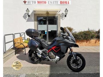 DUCATI MULTISTRADA 1200 S 
Immatricolata 2017, 1198cc, 160Cv/112Kw, 15.700Km, Euro4. 
*** Tagliando DESMO appena eseguito *** 
Con: Motore Bicilindrico a V, cambio manuale a 6 rapporti, computer di bordo, raffreddamento a Liquido, ride by wire, Abs, 4 mappature motore Sport/Touring/Urban/Enduro, Telaio Traliccio in tubi di acciaio, Forcella a steli rovesciati da 48 mm completamente regolabile, freno idraulico in estensione e compressione gestito elettronicamente con Ducati Skyhook Suspension (DSS), monoammortizzatore completamente regolabile e gestito elettronicamente con Ducati Skyhook Suspension (DSS), Forcellone monobraccio in alluminio, impianto frenante Brembo, doppio freno a disco da 330mm anteriore e da 265mm al posteriore, cerchi da 17”. 
Accessoriato con: Tris di valigie Ducati, porta telefono, manopole riscaldate, cupolino regolabile.
Il prezzo proposto di euro 12.900,00euro è legato alla promozione web che prevede un acquisto tramite finanziamento di intero importo.
Info in sede. 
Il prezzo a Listino senza promo è di euro 13.900,00.
Per le moto :
Rimangono sempre esclusi i costi : 
-del passaggio di proprietà pari ad euro 200,00.
-messa su strada pari ad euro 400,00 che include l'attivazione della garanzia di 12 mesi completa, all' occorrenza controlli e/o tagliando completo preconsegna (olio,filtro olio, filtro aria e tutti i componenti necessari al ripristino), 12 mesi di garanzia estendibili a 24/36mesi in base al veicolo e copre i componenti non soggetti ad usura (dettagli in sede).
I NOSTRI SERVIZI : 
-Acquisto diretto con pagamento immediato 
-conto vendita
-vendita auto, moto e scooter usati e garantiti
-vendita veicoli d'epoca
-permuta auto con moto e viceversa
-noleggio breve e lungo termine
-finanziamenti personalizzati (rata costante,mini e  maxi rate, leasing)
-assistenza post-vendita con società di garanzie e officine partner
-assicurazioni
-consulenze e stime per acquisti tra privati
VISITA il nostro sito internet: automotousateroma.it oppure scarica la nostra App: automotousateroma dall' Apple store o Play store per restare aggiornato sui nostri ultimi arrivi.
VIENI A TROVARCI PER VEDERE DAL VIVO QUESTO VEICOLO :
Auto Moto Usate Roma s.r.l.Via Appia Nuova 23, 00047, Marino (RM) (adiacente Sorelle Ramonda)
*************
HAI UNA PERMUTA?
compila il form sull'App o nel nostro sito automotousateroma.it
oppure inviaci foto e descrizione (modello anno km motore ...)
al nostro numero whatsapp : Cell. 366-6562866 o 351-4646876 Fisso 06-7215841 e-mail :  info@automotousateroma.it
*************
La Auto Moto Usate Roma Srl declina ogni responsabilità per eventuali involontarie incongruenze che non rappresentano in alcun modo un impegno contrattuale e invitano i clienti a verificare sempre dal vivo la correttezza dei dati che potrebbero non coincidere con l’effettivo equipaggiamento del veicolo spesso dovuto alla incompatibilità dei dati trasmessi sulle varie piattaforme web. DUCATI MULTISTRADA 1200 S 
Immatricolata 2017, 1198cc, 160Cv/112Kw, 15.700Km, Euro4. 
*** Tagliando DESMO appena eseguito *** 
Con: Motore Bicilindrico a V, cambio manuale a 6 rapporti, computer di bordo, raffreddamento a Liquido, ride by wire, Abs, 4 mappature motore Sport/Touring/Urban/Enduro, Telaio Traliccio in tubi di acciaio, Forcella a steli rovesciati da 48 mm completamente regolabile, freno idraulico in estensione e compressione gestito elettronicamente con Ducati Skyhook Suspension (DSS), monoammortizzatore completamente regolabile e gestito elettronicamente con Ducati Skyhook Suspension (DSS), Forcellone monobraccio in alluminio, impianto frenante Brembo, doppio freno a disco da 330mm anteriore e da 265mm al posteriore, cerchi da 17”. 
Accessoriato con: Tris di valigie Ducati, porta telefono, manopole riscaldate, cupolino regolabile.
Il prezzo proposto di euro 12.900,00euro è legato alla promozione web che prevede un acquisto tramite finanziamento di intero importo.
Info in sede. 
Il prezzo a Listino senza promo è di euro 13.900,00.
Per le moto :
Rimangono sempre esclusi i costi : 
-del passaggio di proprietà pari ad euro 200,00.
-messa su strada pari ad euro 400,00 che include l'attivazione della garanzia di 12 mesi completa, all' occorrenza controlli e/o tagliando completo preconsegna (olio,filtro olio, filtro aria e tutti i componenti necessari al ripristino), 12 mesi di garanzia estendibili a 24/36mesi in base al veicolo e copre i componenti non soggetti ad usura (dettagli in sede).
I NOSTRI SERVIZI : 
-Acquisto diretto con pagamento immediato 
-conto vendita
-vendita auto, moto e scooter usati e garantiti
-vendita veicoli d'epoca
-permuta auto con moto e viceversa
-noleggio breve e lungo termine
-finanziamenti personalizzati (rata costante,mini e  maxi rate, leasing)
-assistenza post-vendita con società di garanzie e officine partner
-assicurazioni
-consulenze e stime per acquisti tra privati
VISITA il nostro sito internet: automotousateroma.it oppure scarica la nostra App: automotousateroma dall' Apple store o Play store per restare aggiornato sui nostri ultimi arrivi.
VIENI A TROVARCI PER VEDERE DAL VIVO QUESTO VEICOLO :
Auto Moto Usate Roma s.r.l.Via Appia Nuova 23, 00047, Marino (RM) (adiacente Sorelle Ramonda)
*************
HAI UNA PERMUTA?
compila il form sull'App o nel nostro sito automotousateroma.it
oppure inviaci foto e descrizione (modello anno km motore ...)
al nostro numero whatsapp : Cell. 366-6562866 o 351-4646876 Fisso 06-7215841 e-mail :  info@automotousateroma.it
*************
La Auto Moto Usate Roma Srl declina ogni responsabilità per eventuali involontarie incongruenze che non rappresentano in alcun modo un impegno contrattuale e invitano i clienti a verificare sempre dal vivo la correttezza dei dati che potrebbero non coincidere con l’effettivo equipaggiamento del veicolo spesso dovuto alla incompatibilità dei dati trasmessi sulle varie piattaforme web.