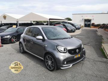 SMART FORFOUR 0.9 BRABUS
Immatricolata 2016, 898cc, 109Cv 80Kw, 70.000Km, 5porte 4posti, Euro6B.
*** Auto idonea per Neopatentati ***
** Impianto Gpl scad. 2035 **
Con: Motore a 3 cilindri in linea, cambio automatico sequenziale a 6 rapporti, trazione posteriore, Abs, Esp, computer di bordo con display a colori da 8,9 cm (3,5 ) con tecnologia TFT, volante il pelle con comandi e paddle, vetri e specchietti elettrici, sedili in pelle e tessuto, sedili anteriori riscaldabili, bracciolo centrale, cruise control, luci a Led, fendinebbia, climatizzatore, stereo con navigatore e retrocamera, Tetto Panorama con tendina parasole anteriore e posteriore, Brake Assist - Sistema di ottimizzazione della frenata, Isofix, cerchi da 17”.
Il prezzo proposto di euro 14.500,00euro è legato alla promozione web che prevede un acquisto tramite finanziamento di intero importo. Info in sede.
Il prezzo senza promo è di euro 15.900,00.
Rimangono sempre esclusi i costi :
-del passaggio di proprietà pari ad euro 550,00.
-messa su strada pari ad euro 400,00 che include controlli tagliando completo preconsegna (olio,filtro olio, filtro aria e tutti icomponenti necessari al ripristino ivi compresi kit distribuzione),igienizzazione interni, kit ruota di scorta o kit gonfiaggio, 12 mesi di garanzia estendibili a 24 36mesi in base al veicolo e copre i componenti non soggetti ad usura (dettagli in sede).
Il prezzo del veicolo pubblicizzato è stato calcolato utilizzando tutte le campagne commerciali a disposizione.
I NOSTRI SERVIZI :
-Acquisto diretto con pagamento immediato
-conto vendita
-vendita auto, moto e scooter usati e garantiti
-vendita veicoli d'epoca
-permuta auto con moto e viceversa
-noleggio breve e lungo termine
-finanziamenti personalizzati (rata costante,mini e maxi rate, leasing)
-assistenza post-vendita con società di garanzie e officine partner
-assicurazioni
-consulenze e stime per acquisti tra privati
VISITA il nostro sito internet: automotousateroma.it oppure scarica la nostra App: automotousateroma dall' Apple store o Play store per restare aggiornato sui nostri ultimi arrivi.
VIENI A TROVARCI PER VEDERE DAL VIVO QUESTO VEICOLO :
Auto Moto Usate Roma s.r.l.Via Appia Nuova 23, 00047, Marino (RM) (adiacente Sorelle Ramonda).
HAI UNA PERMUTA?
compila il form sull'App o nel nostro sito automotousateroma.it
oppure inviaci foto e descrizione (modello anno km motore ...)
al nostro numero whatsapp : Cell. 366-6562866 o 351-4646876 Fisso 06-7215841 e-mail : info@automotousateroma.it
La Auto Moto Usate Roma Srl declina ogni responsabilità per eventuali involontarie incongruenze che non rappresentano in alcun modo un impegno contrattuale e invitano i clienti a verificare sempre dal vivo la correttezza dei dati che potrebbero non coincidere con l’effettivo equipaggiamento del veicolo spesso dovuto alla incompatibilità dei dati trasmessi sulle varie piattaforme web. SMART FORFOUR 0.9 BRABUS
Immatricolata 2016, 898cc, 109Cv 80Kw, 70.000Km, 5porte 4posti, Euro6B.
*** Auto idonea per Neopatentati ***
** Impianto Gpl scad. 2035 **
Con: Motore a 3 cilindri in linea, cambio automatico sequenziale a 6 rapporti, trazione posteriore, Abs, Esp, computer di bordo con display a colori da 8,9 cm (3,5 ) con tecnologia TFT, volante il pelle con comandi e paddle, vetri e specchietti elettrici, sedili in pelle e tessuto, sedili anteriori riscaldabili, bracciolo centrale, cruise control, luci a Led, fendinebbia, climatizzatore, stereo con navigatore e retrocamera, Tetto Panorama con tendina parasole anteriore e posteriore, Brake Assist - Sistema di ottimizzazione della frenata, Isofix, cerchi da 17”.
Il prezzo proposto di euro 14.500,00euro è legato alla promozione web che prevede un acquisto tramite finanziamento di intero importo. Info in sede.
Il prezzo senza promo è di euro 15.900,00.
Rimangono sempre esclusi i costi :
-del passaggio di proprietà pari ad euro 550,00.
-messa su strada pari ad euro 400,00 che include controlli tagliando completo preconsegna (olio,filtro olio, filtro aria e tutti icomponenti necessari al ripristino ivi compresi kit distribuzione),igienizzazione interni, kit ruota di scorta o kit gonfiaggio, 12 mesi di garanzia estendibili a 24 36mesi in base al veicolo e copre i componenti non soggetti ad usura (dettagli in sede).
Il prezzo del veicolo pubblicizzato è stato calcolato utilizzando tutte le campagne commerciali a disposizione.
I NOSTRI SERVIZI :
-Acquisto diretto con pagamento immediato
-conto vendita
-vendita auto, moto e scooter usati e garantiti
-vendita veicoli d'epoca
-permuta auto con moto e viceversa
-noleggio breve e lungo termine
-finanziamenti personalizzati (rata costante,mini e maxi rate, leasing)
-assistenza post-vendita con società di garanzie e officine partner
-assicurazioni
-consulenze e stime per acquisti tra privati
VISITA il nostro sito internet: automotousateroma.it oppure scarica la nostra App: automotousateroma dall' Apple store o Play store per restare aggiornato sui nostri ultimi arrivi.
VIENI A TROVARCI PER VEDERE DAL VIVO QUESTO VEICOLO :
Auto Moto Usate Roma s.r.l.Via Appia Nuova 23, 00047, Marino (RM) (adiacente Sorelle Ramonda).
HAI UNA PERMUTA?
compila il form sull'App o nel nostro sito automotousateroma.it
oppure inviaci foto e descrizione (modello anno km motore ...)
al nostro numero whatsapp : Cell. 366-6562866 o 351-4646876 Fisso 06-7215841 e-mail : info@automotousateroma.it
La Auto Moto Usate Roma Srl declina ogni responsabilità per eventuali involontarie incongruenze che non rappresentano in alcun modo un impegno contrattuale e invitano i clienti a verificare sempre dal vivo la correttezza dei dati che potrebbero non coincidere con l’effettivo equipaggiamento del veicolo spesso dovuto alla incompatibilità dei dati trasmessi sulle varie piattaforme web.