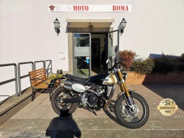 FANTIC CABALLERO 500 SCRAMBLER DELUXE
Immatricolato 2023, 449cc, 39Cv 28Kw, 4.100Km, Euro5.
*** Moto Unicoproprietario, tagliando Ufficiale ***
Con: Motore Monocilindrico, cambio mauale a 6 rapporti, Abs, strumentazione digitale, raffreddamento a Liquido, faro a Led, capacità serbatoio 12Lt, sospensione anteriore a steli rovesciati ø41 mm, sospensione posteriore con regolazione del precarico, doppio terminale laterale, freni a disco da 320mm anteriore e da 230mm posteriore, cerchi a raggi da 19“ anteriore e da17” posteriore.
Accessoriato con: Borsa laterale, paramotore.
Il prezzo proposto di euro 2.900,00euro è legato alla promozione web che prevede un acquisto tramite finanziamento di intero importo, Info in sede.
Il prezzo a Listino senza promo è di euro 3.400,00.
Rimangono sempre esclusi i costi :
-del passaggio di proprietà pari ad euro 200,00.
-messa su strada pari ad euro 300,00 che include l'attivazione della garanzia di 12 mesi completa, all' occorrenza controlli e o tagliando completo preconsegna (olio,filtro olio, filtro aria e tutti i componenti necessari al ripristino), 12 mesi di garanzia estendibili a 24 36mesi in base al veicolo e copre i componenti non soggetti ad usura (dettagli in sede).
I NOSTRI SERVIZI :
-Acquisto diretto con pagamento immediato
-conto vendita
-vendita auto, moto e scooter usati e garantiti
-vendita veicoli d'epoca
-permuta auto con moto e viceversa
-noleggio breve e lungo termine
-finanziamenti personalizzati (rata costante,mini e maxi rate, leasing)
-assistenza post-vendita con società di garanzie e officine partner
-assicurazioni
-consulenze e stime per acquisti tra privati
VISITA il nostro sito internet: automotousateroma.it oppure scarica la nostra App: automotousateroma dall' Apple store o Play store per restare aggiornato sui nostri ultimi arrivi.
VIENI A TROVARCI PER VEDERE DAL VIVO QUESTO VEICOLO :
Auto Moto Usate Roma s.r.l.Via Appia Nuova 23, 00047, Marino (RM) (adiacente Sorelle Ramonda)
*************
HAI UNA PERMUTA?
compila il form sull'App o nel nostro sito automotousateroma.it
oppure inviaci foto e descrizione (modello anno km motore ...)
al nostro numero whatsapp : Cell. 366-6562866 o 351-4646876 Fisso 06-7215841 e-mail : info@automotousateroma.it
*************
La Auto Moto Usate Roma Srl declina ogni responsabilità per eventuali involontarie incongruenze che non rappresentano in alcun modo un impegno contrattuale e invitano i clienti a verificare sempre dal vivo la correttezza dei dati che potrebbero non coincidere con l’effettivo equipaggiamento del veicolo spesso dovuto alla incompatibilità dei dati trasmessi sulle varie piattaforme web. FANTIC CABALLERO 500 SCRAMBLER DELUXE
Immatricolato 2023, 449cc, 39Cv 28Kw, 4.100Km, Euro5.
*** Moto Unicoproprietario, tagliando Ufficiale ***
Con: Motore Monocilindrico, cambio mauale a 6 rapporti, Abs, strumentazione digitale, raffreddamento a Liquido, faro a Led, capacità serbatoio 12Lt, sospensione anteriore a steli rovesciati ø41 mm, sospensione posteriore con regolazione del precarico, doppio terminale laterale, freni a disco da 320mm anteriore e da 230mm posteriore, cerchi a raggi da 19“ anteriore e da17” posteriore.
Accessoriato con: Borsa laterale, paramotore.
Il prezzo proposto di euro 2.900,00euro è legato alla promozione web che prevede un acquisto tramite finanziamento di intero importo, Info in sede.
Il prezzo a Listino senza promo è di euro 3.400,00.
Rimangono sempre esclusi i costi :
-del passaggio di proprietà pari ad euro 200,00.
-messa su strada pari ad euro 300,00 che include l'attivazione della garanzia di 12 mesi completa, all' occorrenza controlli e o tagliando completo preconsegna (olio,filtro olio, filtro aria e tutti i componenti necessari al ripristino), 12 mesi di garanzia estendibili a 24 36mesi in base al veicolo e copre i componenti non soggetti ad usura (dettagli in sede).
I NOSTRI SERVIZI :
-Acquisto diretto con pagamento immediato
-conto vendita
-vendita auto, moto e scooter usati e garantiti
-vendita veicoli d'epoca
-permuta auto con moto e viceversa
-noleggio breve e lungo termine
-finanziamenti personalizzati (rata costante,mini e maxi rate, leasing)
-assistenza post-vendita con società di garanzie e officine partner
-assicurazioni
-consulenze e stime per acquisti tra privati
VISITA il nostro sito internet: automotousateroma.it oppure scarica la nostra App: automotousateroma dall' Apple store o Play store per restare aggiornato sui nostri ultimi arrivi.
VIENI A TROVARCI PER VEDERE DAL VIVO QUESTO VEICOLO :
Auto Moto Usate Roma s.r.l.Via Appia Nuova 23, 00047, Marino (RM) (adiacente Sorelle Ramonda)
*************
HAI UNA PERMUTA?
compila il form sull'App o nel nostro sito automotousateroma.it
oppure inviaci foto e descrizione (modello anno km motore ...)
al nostro numero whatsapp : Cell. 366-6562866 o 351-4646876 Fisso 06-7215841 e-mail : info@automotousateroma.it
*************
La Auto Moto Usate Roma Srl declina ogni responsabilità per eventuali involontarie incongruenze che non rappresentano in alcun modo un impegno contrattuale e invitano i clienti a verificare sempre dal vivo la correttezza dei dati che potrebbero non coincidere con l’effettivo equipaggiamento del veicolo spesso dovuto alla incompatibilità dei dati trasmessi sulle varie piattaforme web.