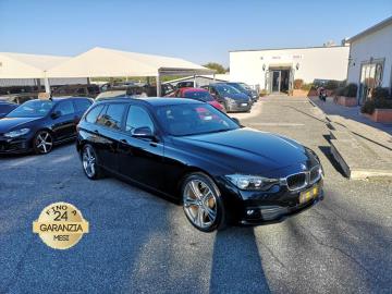 BMW 318D TOURING SPORT
Immatricolato 2017, 1995cc, 150Cv 110Kw, 140.000Km, 5porte 5posti, Euro6B.
*** Auto Unicoproprietario, tagliandi ufficiali ***
Con: Motore a 4 cilindri in linea, cambio automatico a 8 rapporti Steptronic, Airbag, Abs, Esp, computer di bordo, Volante sportivo M in pelle con comandi multifunzione, Eco PRO e pulsante selettore del feeling di guida (con modalità Eco PRO, Comfort, Sport), vetri e specchietti elettrici, Servotronic, fari a Led, fendinebbia, climatizzatore, Radio BMW Professional con monitor a col. da 6,5 in alta defin. con lett. CD MP3, 6 altop. e iDrive con navigatore e retrocamera, Apertura chiusura comfort bagagliaio automatico, BMW Remote Services (controllo remoto della vettura), Isofix, cerchi in lega da 18†+ 4 gomme invernali con cerchi.
Il prezzo proposto di euro 14.800,00 è legato alla promozione web che prevede un acquisto tramite finanziamento di intero importo, Info in sede.
Il prezzo a Listino senza promo è di euro 16.800,00.
Rimangono sempre esclusi i costi :
-del passaggio di proprietà pari ad euro 700,00
-messa su strada pari ad euro 400,00 che include l'attivazione della garanzia di 12 mesi completa, all'occorrenza controlli e o tagliando completo preconsegna (olio,filtro olio, filtro aria e tutti i componenti necessari al ripristino ivi compresi kit distribuzione), igienizzazione interni, kit ruota di scorta o kit gonfiaggio, 12 mesi di garanzia estendibili a 24 36mesi in base al veicolo e copre i componenti non soggetti ad usura (dettagli in sede).
I NOSTRI SERVIZI :
-Acquisto diretto con pagamento immediato
-conto vendita
-vendita auto, moto e scooter usati e garantiti
-vendita veicoli d'epoca
-permuta auto con moto e viceversa
-noleggio breve e lungo termine
-finanziamenti personalizzati (rata costante,mini e maxi rate, leasing)
-assistenza post-vendita con società di garanzie e officine partner
-assicurazioni
-consulenze e stime per acquisti tra privati
VISITA il nostro sito internet: automotousateroma.it oppure scarica la nostra App: automotousateroma dall' Apple store o Play store per restare aggiornato sui nostri ultimi arrivi.
VIENI A TROVARCI PER VEDERE DAL VIVO QUESTO VEICOLO :
Auto Moto Usate Roma s.r.l.Via Appia Nuova 23, 00047, Marino (RM) (adiacente Sorelle Ramonda).
HAI UNA PERMUTA?
compila il form sull'App o nel nostro sito automotousateroma.it
oppure inviaci foto e descrizione (modello anno km motore ...)
al nostro numero whatsapp : Cell. 366-6562866 o 351-4646876 Fisso 06-7215841 e-mail : info@automotousateroma.it
La Auto Moto Usate Roma Srl declina ogni responsabilità per eventuali involontarie incongruenze che non rappresentano in alcun modo un impegno contrattuale e invitano i clienti a verificare sempre dal vivo la correttezza dei dati che potrebbero non coincidere con l’effettivo equipaggiamento del veicolo spesso dovuto alla incompatibilità dei dati trasmessi sulle varie piattaforme web. BMW 318D TOURING SPORT
Immatricolato 2017, 1995cc, 150Cv 110Kw, 140.000Km, 5porte 5posti, Euro6B.
*** Auto Unicoproprietario, tagliandi ufficiali ***
Con: Motore a 4 cilindri in linea, cambio automatico a 8 rapporti Steptronic, Airbag, Abs, Esp, computer di bordo, Volante sportivo M in pelle con comandi multifunzione, Eco PRO e pulsante selettore del feeling di guida (con modalità Eco PRO, Comfort, Sport), vetri e specchietti elettrici, Servotronic, fari a Led, fendinebbia, climatizzatore, Radio BMW Professional con monitor a col. da 6,5 in alta defin. con lett. CD MP3, 6 altop. e iDrive con navigatore e retrocamera, Apertura chiusura comfort bagagliaio automatico, BMW Remote Services (controllo remoto della vettura), Isofix, cerchi in lega da 18†+ 4 gomme invernali con cerchi.
Il prezzo proposto di euro 14.800,00 è legato alla promozione web che prevede un acquisto tramite finanziamento di intero importo, Info in sede.
Il prezzo a Listino senza promo è di euro 16.800,00.
Rimangono sempre esclusi i costi :
-del passaggio di proprietà pari ad euro 700,00
-messa su strada pari ad euro 400,00 che include l'attivazione della garanzia di 12 mesi completa, all'occorrenza controlli e o tagliando completo preconsegna (olio,filtro olio, filtro aria e tutti i componenti necessari al ripristino ivi compresi kit distribuzione), igienizzazione interni, kit ruota di scorta o kit gonfiaggio, 12 mesi di garanzia estendibili a 24 36mesi in base al veicolo e copre i componenti non soggetti ad usura (dettagli in sede).
I NOSTRI SERVIZI :
-Acquisto diretto con pagamento immediato
-conto vendita
-vendita auto, moto e scooter usati e garantiti
-vendita veicoli d'epoca
-permuta auto con moto e viceversa
-noleggio breve e lungo termine
-finanziamenti personalizzati (rata costante,mini e maxi rate, leasing)
-assistenza post-vendita con società di garanzie e officine partner
-assicurazioni
-consulenze e stime per acquisti tra privati
VISITA il nostro sito internet: automotousateroma.it oppure scarica la nostra App: automotousateroma dall' Apple store o Play store per restare aggiornato sui nostri ultimi arrivi.
VIENI A TROVARCI PER VEDERE DAL VIVO QUESTO VEICOLO :
Auto Moto Usate Roma s.r.l.Via Appia Nuova 23, 00047, Marino (RM) (adiacente Sorelle Ramonda).
HAI UNA PERMUTA?
compila il form sull'App o nel nostro sito automotousateroma.it
oppure inviaci foto e descrizione (modello anno km motore ...)
al nostro numero whatsapp : Cell. 366-6562866 o 351-4646876 Fisso 06-7215841 e-mail : info@automotousateroma.it
La Auto Moto Usate Roma Srl declina ogni responsabilità per eventuali involontarie incongruenze che non rappresentano in alcun modo un impegno contrattuale e invitano i clienti a verificare sempre dal vivo la correttezza dei dati che potrebbero non coincidere con l’effettivo equipaggiamento del veicolo spesso dovuto alla incompatibilità dei dati trasmessi sulle varie piattaforme web.