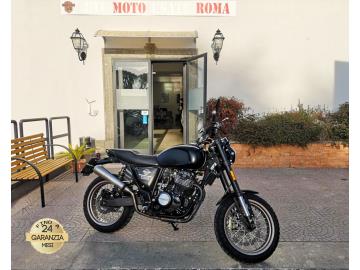 SWM GRAN MILANO 500
Immatricolato 2021, 445cc, 30Cv 22Kw, 3.400Km, Euro4.
*** Guidabile con patente A2 ***
** Aggiornamenti di casa madre appena eseguiti **
Con: Motore Monocilindrico, cambio manuale a 5 rapporti, Abs, computer di bordo, impianto frenante Brembo, forcelle regolabili, disco anteriore da 320mm e posteriore da 230mm, doppio terminale, cerchi a raggi da 17”.
Il prezzo proposto di euro 2.500,00euro è legato alla promozione web che prevede un acquisto tramite finanziamento di intero importo, Info in sede.
Il prezzo a Listino senza promo è di euro 2.900,00.
Rimangono sempre esclusi i costi :
-del passaggio di proprietà pari ad euro 200,00.
-messa su strada pari ad euro 300,00 che include l'attivazione della garanzia di 12 mesi completa, all' occorrenza controlli e o tagliando completo preconsegna (olio,filtro olio, filtro aria e tutti i componenti necessari al ripristino), 12 mesi di garanzia estendibili a 24 36mesi in base al veicolo e copre i componenti non soggetti ad usura (dettagli in sede).
I NOSTRI SERVIZI :
-Acquisto diretto con pagamento immediato
-conto vendita
-vendita auto, moto e scooter usati e garantiti
-vendita veicoli d'epoca
-permuta auto con moto e viceversa
-noleggio breve e lungo termine
-finanziamenti personalizzati (rata costante,mini e maxi rate, leasing)
-assistenza post-vendita con società di garanzie e officine partner
-assicurazioni
-consulenze e stime per acquisti tra privati
VISITA il nostro sito internet: automotousateroma.it oppure scarica la nostra App: automotousateroma dall' Apple store o Play store per restare aggiornato sui nostri ultimi arrivi.
VIENI A TROVARCI PER VEDERE DAL VIVO QUESTO VEICOLO :
Auto Moto Usate Roma s.r.l.Via Appia Nuova 23, 00047, Marino (RM) (adiacente Sorelle Ramonda)
*************
HAI UNA PERMUTA?
compila il form sull'App o nel nostro sito automotousateroma.it
oppure inviaci foto e descrizione (modello anno km motore ...)
al nostro numero whatsapp : Cell. 366-6562866 o 351-4646876 Fisso 06-7215841 e-mail : info@automotousateroma.it
*************
La Auto Moto Usate Roma Srl declina ogni responsabilità per eventuali involontarie incongruenze che non rappresentano in alcun modo un impegno contrattuale e invitano i clienti a verificare sempre dal vivo la correttezza dei dati che potrebbero non coincidere con l’effettivo equipaggiamento del veicolo spesso dovuto alla incompatibilità dei dati trasmessi sulle varie piattaforme web. SWM GRAN MILANO 500
Immatricolato 2021, 445cc, 30Cv 22Kw, 3.400Km, Euro4.
*** Guidabile con patente A2 ***
** Aggiornamenti di casa madre appena eseguiti **
Con: Motore Monocilindrico, cambio manuale a 5 rapporti, Abs, computer di bordo, impianto frenante Brembo, forcelle regolabili, disco anteriore da 320mm e posteriore da 230mm, doppio terminale, cerchi a raggi da 17”.
Il prezzo proposto di euro 2.500,00euro è legato alla promozione web che prevede un acquisto tramite finanziamento di intero importo, Info in sede.
Il prezzo a Listino senza promo è di euro 2.900,00.
Rimangono sempre esclusi i costi :
-del passaggio di proprietà pari ad euro 200,00.
-messa su strada pari ad euro 300,00 che include l'attivazione della garanzia di 12 mesi completa, all' occorrenza controlli e o tagliando completo preconsegna (olio,filtro olio, filtro aria e tutti i componenti necessari al ripristino), 12 mesi di garanzia estendibili a 24 36mesi in base al veicolo e copre i componenti non soggetti ad usura (dettagli in sede).
I NOSTRI SERVIZI :
-Acquisto diretto con pagamento immediato
-conto vendita
-vendita auto, moto e scooter usati e garantiti
-vendita veicoli d'epoca
-permuta auto con moto e viceversa
-noleggio breve e lungo termine
-finanziamenti personalizzati (rata costante,mini e maxi rate, leasing)
-assistenza post-vendita con società di garanzie e officine partner
-assicurazioni
-consulenze e stime per acquisti tra privati
VISITA il nostro sito internet: automotousateroma.it oppure scarica la nostra App: automotousateroma dall' Apple store o Play store per restare aggiornato sui nostri ultimi arrivi.
VIENI A TROVARCI PER VEDERE DAL VIVO QUESTO VEICOLO :
Auto Moto Usate Roma s.r.l.Via Appia Nuova 23, 00047, Marino (RM) (adiacente Sorelle Ramonda)
*************
HAI UNA PERMUTA?
compila il form sull'App o nel nostro sito automotousateroma.it
oppure inviaci foto e descrizione (modello anno km motore ...)
al nostro numero whatsapp : Cell. 366-6562866 o 351-4646876 Fisso 06-7215841 e-mail : info@automotousateroma.it
*************
La Auto Moto Usate Roma Srl declina ogni responsabilità per eventuali involontarie incongruenze che non rappresentano in alcun modo un impegno contrattuale e invitano i clienti a verificare sempre dal vivo la correttezza dei dati che potrebbero non coincidere con l’effettivo equipaggiamento del veicolo spesso dovuto alla incompatibilità dei dati trasmessi sulle varie piattaforme web.