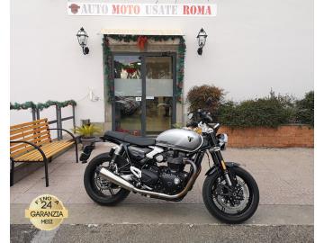 TRIUMPH SPEED TWIN 1200
Immatricolata 2024, 1200cc, 100Cv 77Kw, 3.100Km, Euro5+.
*** Moto Unicoproprietario – Garanzia Ufficiale fino al 2026, estendibili per altri 2 anni ***
Il prezzo proposto di euro 9.900,00 è legato alla promozione web che prevede un acquisto tramite finanziamento, Info in sede.
Il prezzo a Listino senza promo e senza vincoli è di euro 10.900,00.
Rimangono sempre esclusi i costi :
-del passaggio di proprietà pari ad euro 200,00.
-messa su strada pari ad euro 300,00 che include l'attivazione della garanzia di 12 mesi completa, all' occorrenza controlli e o tagliando completo preconsegna (olio,filtro olio, filtro aria e tutti i componenti necessari al ripristino), 12 mesi di garanzia estendibili a 24 36mesi in base al veicolo e copre i componenti non soggetti ad usura (dettagli in sede).
Descrizione del mezzo: Motore Bicilindrico in linea, cambio manuale a 6 rapporti, Abs, computer di bordo, contamarce, faro a Led, Mappature motore Road Rain, raffreddamento a Liquido, Forcella a steli rovesciati Marzocchi da 43mm, Doppio ammortizzatore con precarico regolabile, freni a disco anteriori da 320mm e da 220mm al posteriore, cerchi da 17â€.
I NOSTRI SERVIZI :
-Acquisto diretto con pagamento immediato
-conto vendita
-vendita auto, moto e scooter usati e garantiti
-vendita veicoli d'epoca
-permuta auto con moto e viceversa
-noleggio breve e lungo termine
-finanziamenti personalizzati (rata costante,mini e maxi rate, leasing)
-assistenza post-vendita con società di garanzie e officine partner
-assicurazioni
-consulenze e stime per acquisti tra privati
VISITA il nostro sito internet: automotousateroma.it oppure scarica la nostra App: automotousateroma dall' Apple store o Play store per restare aggiornato sui nostri ultimi arrivi.
VIENI A TROVARCI PER VEDERE DAL VIVO QUESTO VEICOLO :
Auto Moto Usate Roma s.r.l.Via Appia Nuova 23, 00047, Marino (RM) (adiacente Sorelle Ramonda)
*************
HAI UNA PERMUTA?
compila il form sull'App o nel nostro sito automotousateroma.it
oppure inviaci foto e descrizione (modello anno km motore ...)
al nostro numero whatsapp : Cell. 366-6562866 o 351-4646876 Fisso 06-7215841 e-mail : info@automotousateroma.it
*************
La Auto Moto Usate Roma Srl declina ogni responsabilità per eventuali involontarie incongruenze che non rappresentano in alcun modo un impegno contrattuale e invitano i clienti a verificare sempre dal vivo la correttezza dei dati che potrebbero non coincidere con l’effettivo equipaggiamento del veicolo spesso dovuto alla incompatibilità dei dati trasmessi sulle varie piattaforme web. TRIUMPH SPEED TWIN 1200
Immatricolata 2024, 1200cc, 100Cv 77Kw, 3.100Km, Euro5+.
*** Moto Unicoproprietario – Garanzia Ufficiale fino al 2026, estendibili per altri 2 anni ***
Il prezzo proposto di euro 9.900,00 è legato alla promozione web che prevede un acquisto tramite finanziamento, Info in sede.
Il prezzo a Listino senza promo e senza vincoli è di euro 10.900,00.
Rimangono sempre esclusi i costi :
-del passaggio di proprietà pari ad euro 200,00.
-messa su strada pari ad euro 300,00 che include l'attivazione della garanzia di 12 mesi completa, all' occorrenza controlli e o tagliando completo preconsegna (olio,filtro olio, filtro aria e tutti i componenti necessari al ripristino), 12 mesi di garanzia estendibili a 24 36mesi in base al veicolo e copre i componenti non soggetti ad usura (dettagli in sede).
Descrizione del mezzo: Motore Bicilindrico in linea, cambio manuale a 6 rapporti, Abs, computer di bordo, contamarce, faro a Led, Mappature motore Road Rain, raffreddamento a Liquido, Forcella a steli rovesciati Marzocchi da 43mm, Doppio ammortizzatore con precarico regolabile, freni a disco anteriori da 320mm e da 220mm al posteriore, cerchi da 17â€.
I NOSTRI SERVIZI :
-Acquisto diretto con pagamento immediato
-conto vendita
-vendita auto, moto e scooter usati e garantiti
-vendita veicoli d'epoca
-permuta auto con moto e viceversa
-noleggio breve e lungo termine
-finanziamenti personalizzati (rata costante,mini e maxi rate, leasing)
-assistenza post-vendita con società di garanzie e officine partner
-assicurazioni
-consulenze e stime per acquisti tra privati
VISITA il nostro sito internet: automotousateroma.it oppure scarica la nostra App: automotousateroma dall' Apple store o Play store per restare aggiornato sui nostri ultimi arrivi.
VIENI A TROVARCI PER VEDERE DAL VIVO QUESTO VEICOLO :
Auto Moto Usate Roma s.r.l.Via Appia Nuova 23, 00047, Marino (RM) (adiacente Sorelle Ramonda)
*************
HAI UNA PERMUTA?
compila il form sull'App o nel nostro sito automotousateroma.it
oppure inviaci foto e descrizione (modello anno km motore ...)
al nostro numero whatsapp : Cell. 366-6562866 o 351-4646876 Fisso 06-7215841 e-mail : info@automotousateroma.it
*************
La Auto Moto Usate Roma Srl declina ogni responsabilità per eventuali involontarie incongruenze che non rappresentano in alcun modo un impegno contrattuale e invitano i clienti a verificare sempre dal vivo la correttezza dei dati che potrebbero non coincidere con l’effettivo equipaggiamento del veicolo spesso dovuto alla incompatibilità dei dati trasmessi sulle varie piattaforme web.