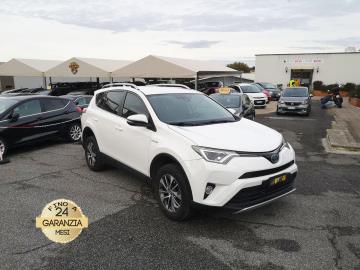 TOYOTA RAV4 2.5 Full Hybrid (HEV) 2WD BUSINESS
Immatricolata 30/07/2018, 2494cc, 197Cv/143Kw Termico + ibrido, 88.300Km, 5porte/5posti, Euro6C.
*** Auto Unicoproprietario, km certificati, tagliandata ***
Il prezzo proposto di euro 16.400,00 è legato alla promozione web che prevede un acquisto tramite finanziamento, Info in sede.
Il prezzo a Listino senza promo e senza vincoli è di euro 18.400,00.
Rimangono sempre esclusi i costi :
-del passaggio di proprietà pari ad euro 700,00.
-messa su strada pari ad euro 300,00 che include l'attivazione della garanzia di 12 mesi completa, all'occorrenza controlli e/o tagliando completo preconsegna (olio,filtro olio, filtro aria e tutti i componenti necessari al ripristino ivi compresi kit distribuzione), kit ruota di scorta o kit gonfiaggio, 12 mesi di garanzia estendibili a 24/36mesi in base al veicolo e copre i componenti non soggetti ad usura (dettagli in sede).
Descrizione del mezzo: Motore a 4 cilindri, cambio automatico CVT, Abs, Esp, computer di bordo multifunzione, Display multi-informazioni TFT a colori da 4,2 TOYOTA RAV4 2.5 Full Hybrid (HEV) 2WD BUSINESS
Immatricolata 30/07/2018, 2494cc, 197Cv/143Kw Termico + ibrido, 88.300Km, 5porte/5posti, Euro6C.
*** Auto Unicoproprietario, km certificati, tagliandata ***
Il prezzo proposto di euro 16.400,00 è legato alla promozione web che prevede un acquisto tramite finanziamento, Info in sede.
Il prezzo a Listino senza promo e senza vincoli è di euro 18.400,00.
Rimangono sempre esclusi i costi :
-del passaggio di proprietà pari ad euro 700,00.
-messa su strada pari ad euro 300,00 che include l'attivazione della garanzia di 12 mesi completa, all'occorrenza controlli e/o tagliando completo preconsegna (olio,filtro olio, filtro aria e tutti i componenti necessari al ripristino ivi compresi kit distribuzione), kit ruota di scorta o kit gonfiaggio, 12 mesi di garanzia estendibili a 24/36mesi in base al veicolo e copre i componenti non soggetti ad usura (dettagli in sede).
Descrizione del mezzo: Motore a 4 cilindri, cambio automatico CVT, Abs, Esp, computer di bordo multifunzione, Display multi-informazioni TFT a colori da 4,2