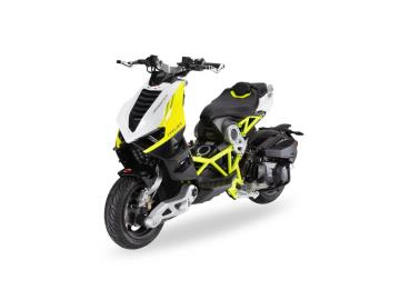 ITALJET DRAGSTER 300
Prezzo listino 6.999euro + messa su strada di 350euro.
* Garanzia ufficiale 2 Anni! *
** Svariati colori + 2 Limited Edition **
Possibilità di finanziamento (Senza anticipo, Maxi rata, personalizzato).
L'Italjet Dragster 300 è il vertice della gamma, un mezzo che si rivolge a chi cerca il massimo delle prestazioni e un'estetica che non passa inosservata. Essendo il modello più potente (guidabile con patente A2
Vieni a vederlo e a provarlo! I NOSTRI SERVIZI :
-Acquisto diretto con pagamento immediato
-conto vendita
-vendita auto, moto e scooter usati e garantiti
-vendita veicoli d'epoca
-permuta auto con moto e viceversa -noleggio breve e lungo termine
-finanziamenti personalizzati (rata costante,mini e maxi rate, leasing)
-assistenza post-vendita con società di garanzie e officine partner
-assicurazioni
-consulenze e stime per acquisti tra privati
VISITA il nostro sito internet: automotousateroma.it oppure scarica la nostra App: automotousateroma dall' Apple store o Play store per restare aggiornato sui nostri ultimi arrivi.
VIENI A TROVARCI PER VEDERE DAL VIVO QUESTO VEICOLO : Auto Moto Usate Roma s.r.l.Via Appia Nuova 23, 00047, Marino (RM) (adiacente Sorelle Ramonda).
HAI UNA PERMUTA? compila il form sull'App o nel nostro sito automotousateroma.it oppure inviaci foto e descrizione (modello anno km motore ...) al nostro numero whatsapp : Cell. 366-6562866 o 351-4646876 Fisso 06-7215841 e-mail : info@automotousateroma.it
La Auto Moto Usate Roma Srl declina ogni responsabilità per eventuali involontarie incongruenze che non rappresentano in alcun modo un impegno contrattuale e invitano i clienti a verificare sempre dal vivo la correttezza dei dati che potrebbero non coincidere con l’effettivo equipaggiamento del veicolo spesso dovuto alla incompatibilità dei dati trasmessi sulle varie piattaforme web. ITALJET DRAGSTER 300
Prezzo listino 6.999euro + messa su strada di 350euro.
* Garanzia ufficiale 2 Anni! *
** Svariati colori + 2 Limited Edition **
Possibilità di finanziamento (Senza anticipo, Maxi rata, personalizzato).
L'Italjet Dragster 300 è il vertice della gamma, un mezzo che si rivolge a chi cerca il massimo delle prestazioni e un'estetica che non passa inosservata. Essendo il modello più potente (guidabile con patente A2
Vieni a vederlo e a provarlo! I NOSTRI SERVIZI :
-Acquisto diretto con pagamento immediato
-conto vendita
-vendita auto, moto e scooter usati e garantiti
-vendita veicoli d'epoca
-permuta auto con moto e viceversa -noleggio breve e lungo termine
-finanziamenti personalizzati (rata costante,mini e maxi rate, leasing)
-assistenza post-vendita con società di garanzie e officine partner
-assicurazioni
-consulenze e stime per acquisti tra privati
VISITA il nostro sito internet: automotousateroma.it oppure scarica la nostra App: automotousateroma dall' Apple store o Play store per restare aggiornato sui nostri ultimi arrivi.
VIENI A TROVARCI PER VEDERE DAL VIVO QUESTO VEICOLO : Auto Moto Usate Roma s.r.l.Via Appia Nuova 23, 00047, Marino (RM) (adiacente Sorelle Ramonda).
HAI UNA PERMUTA? compila il form sull'App o nel nostro sito automotousateroma.it oppure inviaci foto e descrizione (modello anno km motore ...) al nostro numero whatsapp : Cell. 366-6562866 o 351-4646876 Fisso 06-7215841 e-mail : info@automotousateroma.it
La Auto Moto Usate Roma Srl declina ogni responsabilità per eventuali involontarie incongruenze che non rappresentano in alcun modo un impegno contrattuale e invitano i clienti a verificare sempre dal vivo la correttezza dei dati che potrebbero non coincidere con l’effettivo equipaggiamento del veicolo spesso dovuto alla incompatibilità dei dati trasmessi sulle varie piattaforme web.