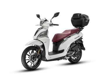 NUOVO SYM Symphony ST 200 E5+ – Lo Urban Chic per eccellenza!
Cerchi il massimo dell'eleganza unito alla tecnologia più recente? Il nuovo Symphony ST 200 si evolve alla normativa Euro 5+, confermandosi lo scooter NUOVO SYM Symphony ST 200 E5+ – Lo Urban Chic per eccellenza!
Cerchi il massimo dell'eleganza unito alla tecnologia più recente? Il nuovo Symphony ST 200 si evolve alla normativa Euro 5+, confermandosi lo scooter
