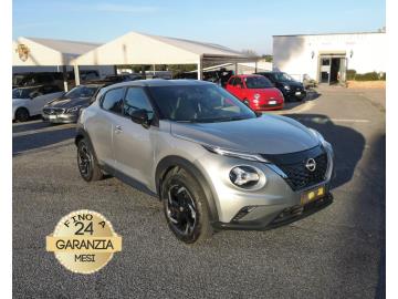 NISSAN JUKE 1.6 HEV N-DESIGN
Immatricolato 2023, 1.598cc, 143Cv 105Kw, 53.000Km, 5PORTE 5POSTI, Euro6D.
** Auto UNICOPROPRIETARIO e in Garanzia Ufficiale FINO AL 12 2026 **
* Auto idonea per NEOPATENTATI *
Il prezzo proposto di euro 18.900,00 è legato alla promozione web che prevede un acquisto tramite finanziamento, Info in sede.
Il prezzo a Listino senza promo e senza vincoli è di euro 19.900,00.
Rimangono sempre esclusi i costi :
-del passaggio di proprietà pari ad euro 500,00
-messa su strada pari ad euro 400,00 che include l'attivazione della garanzia di 12 mesi completa, all'occorrenza controlli e o tagliando completo preconsegna (olio,filtro olio, filtro aria e tutti i componenti necessari al ripristino ivi compresi kit distribuzione), kit ruota di scorta o kit gonfiaggio, 12 mesi di garanzia estendibili a 24 36mesi in base al veicolo e copre i componenti non soggetti ad usura (dettagli in sede).
Con: Motore Termico Ibrido, cambio autoametico a 4 rapporti, Abs, Esc, Airbag, computr di bordo, vetri e specchietti elettrici, Drive modes (Selettore modalità di guida), Retrocamera, Climatizzatore automatico, Touchscreen da 12,3 con Apple Carplay Android auto, Fari e Stop a LED, Fendinebbia anteriori e posteriori a Led, Freno di stazionamento elettrico con funzione Auto Hold, Hill Start Assist (assistenza alle partenze in salita), isofix, Sensori di parcheggio anteriori e posteriori, sensore pioggia, Vetri posteriori oscurati (privacy), cerchi in lega da 17â€.
I NOSTRI SERVIZI :
-Acquisto diretto con pagamento immediato
-conto vendita
-vendita auto, moto e scooter usati e garantiti
-vendita veicoli d'epoca
-permuta auto con moto e viceversa
-noleggio breve e lungo termine
-finanziamenti personalizzati (rata costante,mini e maxi rate, leasing)
-assistenza post-vendita con società di garanzie e officine partner
-assicurazioni
-consulenze e stime per acquisti tra privati
VISITA il nostro sito internet: automotousateroma.it oppure scarica la nostra App: automotousateroma dall' Apple store o Play store per restare aggiornato sui nostri ultimi arrivi.
VIENI A TROVARCI PER VEDERE DAL VIVO QUESTO VEICOLO :
Auto Moto Usate Roma s.r.l.Via Appia Nuova 23, 00047, Marino (RM) (adiacente Sorelle Ramonda)
HAI UNA PERMUTA?
compila il form sull'App o nel nostro sito automotousateroma.it
oppure inviaci foto e descrizione (modello anno km motore ...)
al nostro numero whatsapp : Cell. 366-6562866 o 351-4646876 Fisso 06-7215841 e-mail : info@automotousateroma.it
La Auto Moto Usate Roma Srl declina ogni responsabilità per eventuali involontarie incongruenze che non rappresentano in alcun modo un impegno contrattuale e invitano i clienti a verificare sempre dal vivo la correttezza dei dati che potrebbero non coincidere con l’effettivo equipaggiamento del veicolo spesso dovuto alla incompatibilità dei dati trasmessi sulle varie piattaforme web.
NISSAN JUKE 1.6 HEV N-DESIGN
Immatricolato 2023, 1.598cc, 143Cv 105Kw, 53.000Km, 5PORTE 5POSTI, Euro6D.
** Auto UNICOPROPRIETARIO e in Garanzia Ufficiale FINO AL 12 2026 **
* Auto idonea per NEOPATENTATI *
Il prezzo proposto di euro 18.900,00 è legato alla promozione web che prevede un acquisto tramite finanziamento, Info in sede.
Il prezzo a Listino senza promo e senza vincoli è di euro 19.900,00.
Rimangono sempre esclusi i costi :
-del passaggio di proprietà pari ad euro 500,00
-messa su strada pari ad euro 400,00 che include l'attivazione della garanzia di 12 mesi completa, all'occorrenza controlli e o tagliando completo preconsegna (olio,filtro olio, filtro aria e tutti i componenti necessari al ripristino ivi compresi kit distribuzione), kit ruota di scorta o kit gonfiaggio, 12 mesi di garanzia estendibili a 24 36mesi in base al veicolo e copre i componenti non soggetti ad usura (dettagli in sede).
Con: Motore Termico Ibrido, cambio autoametico a 4 rapporti, Abs, Esc, Airbag, computr di bordo, vetri e specchietti elettrici, Drive modes (Selettore modalità di guida), Retrocamera, Climatizzatore automatico, Touchscreen da 12,3 con Apple Carplay Android auto, Fari e Stop a LED, Fendinebbia anteriori e posteriori a Led, Freno di stazionamento elettrico con funzione Auto Hold, Hill Start Assist (assistenza alle partenze in salita), isofix, Sensori di parcheggio anteriori e posteriori, sensore pioggia, Vetri posteriori oscurati (privacy), cerchi in lega da 17â€.
I NOSTRI SERVIZI :
-Acquisto diretto con pagamento immediato
-conto vendita
-vendita auto, moto e scooter usati e garantiti
-vendita veicoli d'epoca
-permuta auto con moto e viceversa
-noleggio breve e lungo termine
-finanziamenti personalizzati (rata costante,mini e maxi rate, leasing)
-assistenza post-vendita con società di garanzie e officine partner
-assicurazioni
-consulenze e stime per acquisti tra privati
VISITA il nostro sito internet: automotousateroma.it oppure scarica la nostra App: automotousateroma dall' Apple store o Play store per restare aggiornato sui nostri ultimi arrivi.
VIENI A TROVARCI PER VEDERE DAL VIVO QUESTO VEICOLO :
Auto Moto Usate Roma s.r.l.Via Appia Nuova 23, 00047, Marino (RM) (adiacente Sorelle Ramonda)
HAI UNA PERMUTA?
compila il form sull'App o nel nostro sito automotousateroma.it
oppure inviaci foto e descrizione (modello anno km motore ...)
al nostro numero whatsapp : Cell. 366-6562866 o 351-4646876 Fisso 06-7215841 e-mail : info@automotousateroma.it
La Auto Moto Usate Roma Srl declina ogni responsabilità per eventuali involontarie incongruenze che non rappresentano in alcun modo un impegno contrattuale e invitano i clienti a verificare sempre dal vivo la correttezza dei dati che potrebbero non coincidere con l’effettivo equipaggiamento del veicolo spesso dovuto alla incompatibilità dei dati trasmessi sulle varie piattaforme web.