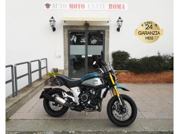 CF MOTO 700 CL-X ADV
Immatricolato 2024, 693cc, 70Cv/52Kw, 780Km, Euro5.
*** Moto UNICOPROPRIETARIO ***
Il prezzo proposto di euro 4.400,00 è legato alla promozione web che prevede un acquisto tramite finanziamento, Info in sede.
Il prezzo a Listino senza promo e senza vincoli è di euro 4.800,00.
Rimangono sempre esclusi i costi :
-del passaggio di proprietà pari ad euro 200,00
-messa su strada pari ad euro 300,00 che include l'attivazione della garanzia di 12 mesi completa, all' occorrenza controlli e/o tagliando completo preconsegna (olio,filtro olio, filtro aria e tutti i componenti necessari al ripristino), 12 mesi di garanzia estendibili a 24/36mesi in base al veicolo e copre i componenti non soggetti ad usura (dettagli in sede).
Con: Motore Bicilindrico in linea, cambio manuale a 6 rapporti, computer di bordo, Abs, raffreddamento a Liquido, capacità serbatoio 13 Lt, Ride by Wire, Faro a Led, Forcella anteriore KAYABA Ø 41mm con forcelle a steli rovesciati regolabile in precarico e idraulica in compressione stelo dx estensione stelo sx, Ammortizzatore posteriore singolo regolabile in precarico e idraulica, freno a disco da 320mm anteriore e da 260mm posteriore, cerchi a Raggi da 18“ anteriore e da 17†al posteriore.
I NOSTRI SERVIZI :
-Acquisto diretto con pagamento immediato
-conto vendita
-vendita auto, moto e scooter usati e garantiti
-vendita veicoli d'epoca
-permuta auto con moto e viceversa
-noleggio breve e lungo termine
-finanziamenti personalizzati (rata costante,mini e maxi rate, leasing)
-assistenza post-vendita con società di garanzie e officine partner
-assicurazioni
-consulenze e stime per acquisti tra privati
VISITA il nostro sito internet: automotousateroma.it oppure scarica la nostra App: automotousateroma dall' Apple store o Play store per restare aggiornato sui nostri ultimi arrivi.
VIENI A TROVARCI PER VEDERE DAL VIVO QUESTO VEICOLO :
Auto Moto Usate Roma s.r.l.Via Appia Nuova 23, 00047, Marino (RM) (adiacente Sorelle Ramonda)
*************
HAI UNA PERMUTA?
compila il form sull'App o nel nostro sito automotousateroma.it
oppure inviaci foto e descrizione (modello anno km motore ...)
al nostro numero whatsapp : Cell. 366-6562866 o 351-4646876 Fisso 06-7215841 e-mail : info@automotousateroma.it
*************
La Auto Moto Usate Roma Srl declina ogni responsabilità per eventuali involontarie incongruenze che non rappresentano in alcun modo un impegno contrattuale e invitano i clienti a verificare sempre dal vivo la correttezza dei dati che potrebbero non coincidere con l’effettivo equipaggiamento del veicolo spesso dovuto alla incompatibilità dei dati trasmessi sulle varie piattaforme web. CF MOTO 700 CL-X ADV
Immatricolato 2024, 693cc, 70Cv/52Kw, 780Km, Euro5.
*** Moto UNICOPROPRIETARIO ***
Il prezzo proposto di euro 4.400,00 è legato alla promozione web che prevede un acquisto tramite finanziamento, Info in sede.
Il prezzo a Listino senza promo e senza vincoli è di euro 4.800,00.
Rimangono sempre esclusi i costi :
-del passaggio di proprietà pari ad euro 200,00
-messa su strada pari ad euro 300,00 che include l'attivazione della garanzia di 12 mesi completa, all' occorrenza controlli e/o tagliando completo preconsegna (olio,filtro olio, filtro aria e tutti i componenti necessari al ripristino), 12 mesi di garanzia estendibili a 24/36mesi in base al veicolo e copre i componenti non soggetti ad usura (dettagli in sede).
Con: Motore Bicilindrico in linea, cambio manuale a 6 rapporti, computer di bordo, Abs, raffreddamento a Liquido, capacità serbatoio 13 Lt, Ride by Wire, Faro a Led, Forcella anteriore KAYABA Ø 41mm con forcelle a steli rovesciati regolabile in precarico e idraulica in compressione stelo dx estensione stelo sx, Ammortizzatore posteriore singolo regolabile in precarico e idraulica, freno a disco da 320mm anteriore e da 260mm posteriore, cerchi a Raggi da 18“ anteriore e da 17†al posteriore.
I NOSTRI SERVIZI :
-Acquisto diretto con pagamento immediato
-conto vendita
-vendita auto, moto e scooter usati e garantiti
-vendita veicoli d'epoca
-permuta auto con moto e viceversa
-noleggio breve e lungo termine
-finanziamenti personalizzati (rata costante,mini e maxi rate, leasing)
-assistenza post-vendita con società di garanzie e officine partner
-assicurazioni
-consulenze e stime per acquisti tra privati
VISITA il nostro sito internet: automotousateroma.it oppure scarica la nostra App: automotousateroma dall' Apple store o Play store per restare aggiornato sui nostri ultimi arrivi.
VIENI A TROVARCI PER VEDERE DAL VIVO QUESTO VEICOLO :
Auto Moto Usate Roma s.r.l.Via Appia Nuova 23, 00047, Marino (RM) (adiacente Sorelle Ramonda)
*************
HAI UNA PERMUTA?
compila il form sull'App o nel nostro sito automotousateroma.it
oppure inviaci foto e descrizione (modello anno km motore ...)
al nostro numero whatsapp : Cell. 366-6562866 o 351-4646876 Fisso 06-7215841 e-mail : info@automotousateroma.it
*************
La Auto Moto Usate Roma Srl declina ogni responsabilità per eventuali involontarie incongruenze che non rappresentano in alcun modo un impegno contrattuale e invitano i clienti a verificare sempre dal vivo la correttezza dei dati che potrebbero non coincidere con l’effettivo equipaggiamento del veicolo spesso dovuto alla incompatibilità dei dati trasmessi sulle varie piattaforme web.