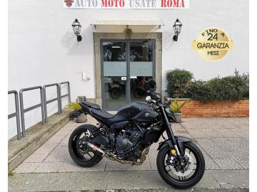 YAMAHA MT 07 35KW
Immatricolato 2025, 689cc, 75Cv/54Kw, 3.300Km, Euro5+.
*** Moto depotenziata a Libretto ***
Il prezzo proposto di euro 6.000,00 è legato alla promozione web che prevede un acquisto tramite finanziamento, Info in sede.
Il prezzo a Listino senza promo e senza vincoli è di euro 6.900,00.
Rimangono sempre esclusi i costi :
-del passaggio di proprietà pari ad euro 200,00.
-messa su strada pari ad euro 200,00 che include l'attivazione della garanzia di 12 mesi completa, all' occorrenza controlli e/o tagliando completo preconsegna (olio,filtro olio, filtro aria e tutti i componenti necessari al ripristino), 12 mesi di garanzia estendibili a 24/36mesi in base al veicolo e copre i componenti non soggetti ad usura (dettagli in sede).
Con: Motore Bicilindrico in linea, cambio manuale a 6 rapporti, Abs, computer di bordo, Faro a Led, raffreddamento a Liquido, Forcella telescopica a steli rovesciati da 41mm, Monoammortizzatore idraulico con forcellone oscillante, doppio disco anteriore da 298mm e da 245mm al posteriore, cerchi da 17â€.
Accessoriato con: Scarico completo Akrapovic + originale, porta targa sportivo, specchietti sissy bar, Easy block.
I NOSTRI SERVIZI :
-Acquisto diretto con pagamento immediato
-conto vendita
-vendita auto, moto e scooter usati e garantiti
-vendita veicoli d'epoca
-permuta auto con moto e viceversa
-noleggio breve e lungo termine
-finanziamenti personalizzati (rata costante,mini e maxi rate, leasing)
-assistenza post-vendita con società di garanzie e officine partner
-assicurazioni
-consulenze e stime per acquisti tra privati
VISITA il nostro sito internet: automotousateroma.it oppure scarica la nostra App: automotousateroma dall' Apple store o Play store per restare aggiornato sui nostri ultimi arrivi.
VIENI A TROVARCI PER VEDERE DAL VIVO QUESTO VEICOLO :
Auto Moto Usate Roma s.r.l.Via Appia Nuova 23, 00047, Marino (RM) (adiacente Sorelle Ramonda)
*************
HAI UNA PERMUTA?
compila il form sull'App o nel nostro sito automotousateroma.it
oppure inviaci foto e descrizione (modello anno km motore ...)
al nostro numero whatsapp : Cell. 366-6562866 o 351-4646876 Fisso 06-7215841 e-mail : info@automotousateroma.it
*************
La Auto Moto Usate Roma Srl declina ogni responsabilità per eventuali involontarie incongruenze che non rappresentano in alcun modo un impegno contrattuale e invitano i clienti a verificare sempre dal vivo la correttezza dei dati che potrebbero non coincidere con l’effettivo equipaggiamento del veicolo spesso dovuto alla incompatibilità dei dati trasmessi sulle varie piattaforme web. YAMAHA MT 07 35KW
Immatricolato 2025, 689cc, 75Cv/54Kw, 3.300Km, Euro5+.
*** Moto depotenziata a Libretto ***
Il prezzo proposto di euro 6.000,00 è legato alla promozione web che prevede un acquisto tramite finanziamento, Info in sede.
Il prezzo a Listino senza promo e senza vincoli è di euro 6.900,00.
Rimangono sempre esclusi i costi :
-del passaggio di proprietà pari ad euro 200,00.
-messa su strada pari ad euro 200,00 che include l'attivazione della garanzia di 12 mesi completa, all' occorrenza controlli e/o tagliando completo preconsegna (olio,filtro olio, filtro aria e tutti i componenti necessari al ripristino), 12 mesi di garanzia estendibili a 24/36mesi in base al veicolo e copre i componenti non soggetti ad usura (dettagli in sede).
Con: Motore Bicilindrico in linea, cambio manuale a 6 rapporti, Abs, computer di bordo, Faro a Led, raffreddamento a Liquido, Forcella telescopica a steli rovesciati da 41mm, Monoammortizzatore idraulico con forcellone oscillante, doppio disco anteriore da 298mm e da 245mm al posteriore, cerchi da 17â€.
Accessoriato con: Scarico completo Akrapovic + originale, porta targa sportivo, specchietti sissy bar, Easy block.
I NOSTRI SERVIZI :
-Acquisto diretto con pagamento immediato
-conto vendita
-vendita auto, moto e scooter usati e garantiti
-vendita veicoli d'epoca
-permuta auto con moto e viceversa
-noleggio breve e lungo termine
-finanziamenti personalizzati (rata costante,mini e maxi rate, leasing)
-assistenza post-vendita con società di garanzie e officine partner
-assicurazioni
-consulenze e stime per acquisti tra privati
VISITA il nostro sito internet: automotousateroma.it oppure scarica la nostra App: automotousateroma dall' Apple store o Play store per restare aggiornato sui nostri ultimi arrivi.
VIENI A TROVARCI PER VEDERE DAL VIVO QUESTO VEICOLO :
Auto Moto Usate Roma s.r.l.Via Appia Nuova 23, 00047, Marino (RM) (adiacente Sorelle Ramonda)
*************
HAI UNA PERMUTA?
compila il form sull'App o nel nostro sito automotousateroma.it
oppure inviaci foto e descrizione (modello anno km motore ...)
al nostro numero whatsapp : Cell. 366-6562866 o 351-4646876 Fisso 06-7215841 e-mail : info@automotousateroma.it
*************
La Auto Moto Usate Roma Srl declina ogni responsabilità per eventuali involontarie incongruenze che non rappresentano in alcun modo un impegno contrattuale e invitano i clienti a verificare sempre dal vivo la correttezza dei dati che potrebbero non coincidere con l’effettivo equipaggiamento del veicolo spesso dovuto alla incompatibilità dei dati trasmessi sulle varie piattaforme web.