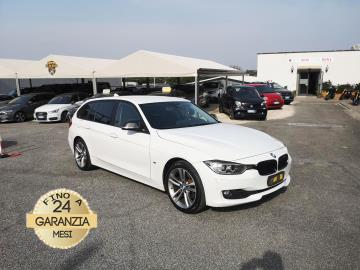 BMW 320 d 2.0 TOURING
Immatricolato 2015, 184Cv/135Kw, 201.000Km, 5porte/5posti, Euro6B.
Il prezzo proposto di euro 9.800,00 è legato alla promozione web che prevede un acquisto tramite finanziamento, Info in sede.
Il prezzo a Listino senza promo e senza vincoli è di euro 10.800,00.
Rimangono sempre esclusi i costi :
-del passaggio di proprietà pari ad euro 800,00
-messa su strada pari ad euro 400,00 che include l'attivazione della garanzia di 12 mesi completa, all'occorrenza controlli e/o tagliando completo preconsegna (olio,filtro olio, filtro aria e tutti i componenti necessari al ripristino ivi compresi kit distribuzione), kit ruota di scorta o kit gonfiaggio, 12 mesi di garanzia estendibili a 24/36mesi in base al veicolo e copre i componenti non soggetti ad usura (dettagli in sede).
Con: Motore 4 cilindri in linea, cambio Steptronic automatico/sequenziale a 8 rapporti, Abs, Esp, Airbag, computer di bordo, volante sportivo Msport con Paddlee e comandi multifunzione, vetri e spechietti elettrici, Accensione senza inserimento chiave con tasto Start & Stop, Eco PRO e pulsante selettore del feeling di guida, Climatizzatore, Radio con Navigatore e Retrocamera, Fendinebbia, Indicatore di temperatura e pressione pneumatici (RDC), Apertura/chiusura comfort bagagliaio ad azionamento automatico, Isofix, sensori di parcheggio posteriori, cerchi in lega da 18â€.
I NOSTRI SERVIZI :
-Acquisto diretto con pagamento immediato
-conto vendita
-vendita auto, moto e scooter usati e garantiti
-vendita veicoli d'epoca
-permuta auto con moto e viceversa
-noleggio breve e lungo termine
-finanziamenti personalizzati (rata costante,mini e maxi rate, leasing)
-assistenza post-vendita con società di garanzie e officine partner
-assicurazioni
-consulenze e stime per acquisti tra privati
VISITA il nostro sito internet: automotousateroma.it oppure scarica la nostra App: automotousateroma dall' Apple store o Play store per restare aggiornato sui nostri ultimi arrivi.
VIENI A TROVARCI PER VEDERE DAL VIVO QUESTO VEICOLO :
Auto Moto Usate Roma s.r.l.Via Appia Nuova 23, 00047, Marino (RM) (adiacente Sorelle Ramonda)
*************
HAI UNA PERMUTA?
compila il form sull'App o nel nostro sito automotousateroma.it
oppure inviaci foto e descrizione (modello anno km motore ...)
al nostro numero whatsapp : Cell. 366-6562866 o 351-4646876 Fisso 06-7215841 e-mail : info@automotousateroma.it
*************
La Auto Moto Usate Roma Srl declina ogni responsabilità per eventuali involontarie incongruenze che non rappresentano in alcun modo un impegno contrattuale e invitano i clienti a verificare sempre dal vivo la correttezza dei dati che potrebbero non coincidere con l’effettivo equipaggiamento del veicolo spesso dovuto alla incompatibilità dei dati trasmessi sulle varie piattaforme web. BMW 320 d 2.0 TOURING
Immatricolato 2015, 184Cv/135Kw, 201.000Km, 5porte/5posti, Euro6B.
Il prezzo proposto di euro 9.800,00 è legato alla promozione web che prevede un acquisto tramite finanziamento, Info in sede.
Il prezzo a Listino senza promo e senza vincoli è di euro 10.800,00.
Rimangono sempre esclusi i costi :
-del passaggio di proprietà pari ad euro 800,00
-messa su strada pari ad euro 400,00 che include l'attivazione della garanzia di 12 mesi completa, all'occorrenza controlli e/o tagliando completo preconsegna (olio,filtro olio, filtro aria e tutti i componenti necessari al ripristino ivi compresi kit distribuzione), kit ruota di scorta o kit gonfiaggio, 12 mesi di garanzia estendibili a 24/36mesi in base al veicolo e copre i componenti non soggetti ad usura (dettagli in sede).
Con: Motore 4 cilindri in linea, cambio Steptronic automatico/sequenziale a 8 rapporti, Abs, Esp, Airbag, computer di bordo, volante sportivo Msport con Paddlee e comandi multifunzione, vetri e spechietti elettrici, Accensione senza inserimento chiave con tasto Start & Stop, Eco PRO e pulsante selettore del feeling di guida, Climatizzatore, Radio con Navigatore e Retrocamera, Fendinebbia, Indicatore di temperatura e pressione pneumatici (RDC), Apertura/chiusura comfort bagagliaio ad azionamento automatico, Isofix, sensori di parcheggio posteriori, cerchi in lega da 18â€.
I NOSTRI SERVIZI :
-Acquisto diretto con pagamento immediato
-conto vendita
-vendita auto, moto e scooter usati e garantiti
-vendita veicoli d'epoca
-permuta auto con moto e viceversa
-noleggio breve e lungo termine
-finanziamenti personalizzati (rata costante,mini e maxi rate, leasing)
-assistenza post-vendita con società di garanzie e officine partner
-assicurazioni
-consulenze e stime per acquisti tra privati
VISITA il nostro sito internet: automotousateroma.it oppure scarica la nostra App: automotousateroma dall' Apple store o Play store per restare aggiornato sui nostri ultimi arrivi.
VIENI A TROVARCI PER VEDERE DAL VIVO QUESTO VEICOLO :
Auto Moto Usate Roma s.r.l.Via Appia Nuova 23, 00047, Marino (RM) (adiacente Sorelle Ramonda)
*************
HAI UNA PERMUTA?
compila il form sull'App o nel nostro sito automotousateroma.it
oppure inviaci foto e descrizione (modello anno km motore ...)
al nostro numero whatsapp : Cell. 366-6562866 o 351-4646876 Fisso 06-7215841 e-mail : info@automotousateroma.it
*************
La Auto Moto Usate Roma Srl declina ogni responsabilità per eventuali involontarie incongruenze che non rappresentano in alcun modo un impegno contrattuale e invitano i clienti a verificare sempre dal vivo la correttezza dei dati che potrebbero non coincidere con l’effettivo equipaggiamento del veicolo spesso dovuto alla incompatibilità dei dati trasmessi sulle varie piattaforme web.