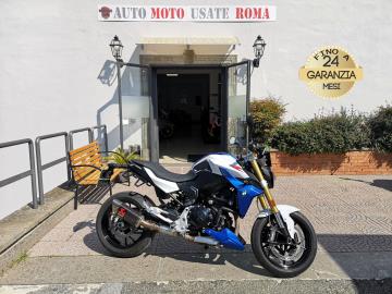 BMW F 900 R
Immatricolato 2023, 895cc, 105Cv/77Kw, 21.720Km, Euro5.
*** Moto Unicoproprietario ***
Il prezzo proposto di euro 6.400,00 è legato alla promozione web che prevede un acquisto tramite finanziamento, Info in sede.
Il prezzo a Listino senza promo e senza vincoli è di euro 6.900,00.
Rimangono sempre esclusi i costi :
-del passaggio di proprietà pari ad euro 200,00
-messa su strada pari ad euro 400,00 che include l'attivazione della garanzia di 12 mesi completa, all'occorrenza controlli e/o tagliando completo preconsegna (olio,filtro olio, filtro aria e tutti i componenti necessari al ripristino ivi compresi).
Con: Motore Bicilindrico in linea, cambio manuale a 6 rapporti, Abs, computer di bordo, 4 mappature motore Rain/Road/Dynamic/Dynamic Pro, manopole riscaldabili, faro e frecce a Led, Quickshiffter, Forcella telescopica a steli rovesciati, Ø 43 mm, Forcellone oscillante a doppio braccio in alluminio, direttamente collegato all'ammortizzatore centrale, precarico molla regolabile idraulicamente, ammortizzatore a stadi regolabile, impianto frenante Brembo, freni a disco da 320mm anteriori e da 245mm al posteriori, cerchi da 17â€.
Accessoriato con: Gomme Pirelli nuove, paraleva frizione, leve regolabili freno e frizione, scarico Akrapovic, Telaietti Originali x ( porta borse Bmw).
I NOSTRI SERVIZI :
-Acquisto diretto con pagamento immediato
-conto vendita
-vendita auto, moto e scooter usati e garantiti
-vendita veicoli d'epoca
-permuta auto con moto e viceversa
-noleggio breve e lungo termine
-finanziamenti personalizzati (rata costante,mini e maxi rate, leasing)
-assistenza post-vendita con società di garanzie e officine partner
-assicurazioni
-consulenze e stime per acquisti tra privati
VISITA il nostro sito internet: automotousateroma.it oppure scarica la nostra App: automotousateroma dall' Apple store o Play store per restare aggiornato sui nostri ultimi arrivi.
VIENI A TROVARCI PER VEDERE DAL VIVO QUESTO VEICOLO :
Auto Moto Usate Roma s.r.l.Via Appia Nuova 23, 00047, Marino (RM) (adiacente Sorelle Ramonda)
*************
HAI UNA PERMUTA?
compila il form sull'App o nel nostro sito automotousateroma.it
oppure inviaci foto e descrizione (modello anno km motore ...)
al nostro numero whatsapp : Cell. 366-6562866 o 351-4646876 Fisso 06-7215841 e-mail : info@automotousateroma.it
*************
La Auto Moto Usate Roma Srl declina ogni responsabilità per eventuali involontarie incongruenze che non rappresentano in alcun modo un impegno contrattuale e invitano i clienti a verificare sempre dal vivo la correttezza dei dati che potrebbero non coincidere con l’effettivo equipaggiamento del veicolo spesso dovuto alla incompatibilità dei dati trasmessi sulle varie piattaforme web. BMW F 900 R
Immatricolato 2023, 895cc, 105Cv/77Kw, 21.720Km, Euro5.
*** Moto Unicoproprietario ***
Il prezzo proposto di euro 6.400,00 è legato alla promozione web che prevede un acquisto tramite finanziamento, Info in sede.
Il prezzo a Listino senza promo e senza vincoli è di euro 6.900,00.
Rimangono sempre esclusi i costi :
-del passaggio di proprietà pari ad euro 200,00
-messa su strada pari ad euro 400,00 che include l'attivazione della garanzia di 12 mesi completa, all'occorrenza controlli e/o tagliando completo preconsegna (olio,filtro olio, filtro aria e tutti i componenti necessari al ripristino ivi compresi).
Con: Motore Bicilindrico in linea, cambio manuale a 6 rapporti, Abs, computer di bordo, 4 mappature motore Rain/Road/Dynamic/Dynamic Pro, manopole riscaldabili, faro e frecce a Led, Quickshiffter, Forcella telescopica a steli rovesciati, Ø 43 mm, Forcellone oscillante a doppio braccio in alluminio, direttamente collegato all'ammortizzatore centrale, precarico molla regolabile idraulicamente, ammortizzatore a stadi regolabile, impianto frenante Brembo, freni a disco da 320mm anteriori e da 245mm al posteriori, cerchi da 17â€.
Accessoriato con: Gomme Pirelli nuove, paraleva frizione, leve regolabili freno e frizione, scarico Akrapovic, Telaietti Originali x ( porta borse Bmw).
I NOSTRI SERVIZI :
-Acquisto diretto con pagamento immediato
-conto vendita
-vendita auto, moto e scooter usati e garantiti
-vendita veicoli d'epoca
-permuta auto con moto e viceversa
-noleggio breve e lungo termine
-finanziamenti personalizzati (rata costante,mini e maxi rate, leasing)
-assistenza post-vendita con società di garanzie e officine partner
-assicurazioni
-consulenze e stime per acquisti tra privati
VISITA il nostro sito internet: automotousateroma.it oppure scarica la nostra App: automotousateroma dall' Apple store o Play store per restare aggiornato sui nostri ultimi arrivi.
VIENI A TROVARCI PER VEDERE DAL VIVO QUESTO VEICOLO :
Auto Moto Usate Roma s.r.l.Via Appia Nuova 23, 00047, Marino (RM) (adiacente Sorelle Ramonda)
*************
HAI UNA PERMUTA?
compila il form sull'App o nel nostro sito automotousateroma.it
oppure inviaci foto e descrizione (modello anno km motore ...)
al nostro numero whatsapp : Cell. 366-6562866 o 351-4646876 Fisso 06-7215841 e-mail : info@automotousateroma.it
*************
La Auto Moto Usate Roma Srl declina ogni responsabilità per eventuali involontarie incongruenze che non rappresentano in alcun modo un impegno contrattuale e invitano i clienti a verificare sempre dal vivo la correttezza dei dati che potrebbero non coincidere con l’effettivo equipaggiamento del veicolo spesso dovuto alla incompatibilità dei dati trasmessi sulle varie piattaforme web.