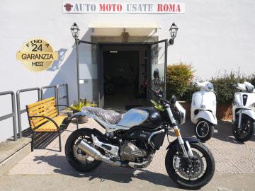 QJ MOTOR SRV 550
Immatricolato 2024, 554cc, 48Cv/35Kw, 55 Km, Euro5.
** Moto UNICOPROPRIETARIO **
*** Guidabile con Patente A2 ***
Rimangono sempre esclusi i costi :
-del passaggio di proprietà pari ad euro 200,00
-messa su strada pari ad euro 200,00 che include l'attivazione della garanzia di 12 mesi completa, all' occorrenza controlli e/o tagliando completo preconsegna (olio,filtro olio, filtro aria e tutti i componenti necessari al ripristino), 12 mesi di garanzia estendibili a 24/36mesi in base al veicolo e copre i componenti non soggetti ad usura (dettagli in sede).
Con: Motore Bicilindrico, cambio manuale a 6 rapporti, Abs, raffreddamento a Liquido, faro e frecce a Led, Forcella telescopica a steli rovesciati, Forcellone oscillante con monoammortizzatore, dischi anteriori da 320mm e da 260mm al posteriore, cerchi da 17â€.
I NOSTRI SERVIZI :
-Acquisto diretto con pagamento immediato
-conto vendita
-vendita auto, moto e scooter usati e garantiti
-vendita veicoli d'epoca
-permuta auto con moto e viceversa
-noleggio breve e lungo termine
-finanziamenti personalizzati (rata costante,mini e maxi rate, leasing)
-assistenza post-vendita con società di garanzie e officine partner
-assicurazioni
-consulenze e stime per acquisti tra privati
VISITA il nostro sito internet: automotousateroma.it oppure scarica la nostra App: automotousateroma dall' Apple store o Play store per restare aggiornato sui nostri ultimi arrivi.
VIENI A TROVARCI PER VEDERE DAL VIVO QUESTO VEICOLO :
Auto Moto Usate Roma s.r.l.Via Appia Nuova 23, 00047, Marino (RM) (adiacente Sorelle Ramonda)
*************
HAI UNA PERMUTA?
compila il form sull'App o nel nostro sito automotousateroma.it
oppure inviaci foto e descrizione (modello anno km motore ...)
al nostro numero whatsapp : Cell. 366-6562866 o 351-4646876 Fisso 06-7215841 e-mail : info@automotousateroma.it
*************
La Auto Moto Usate Roma Srl declina ogni responsabilità per eventuali involontarie incongruenze che non rappresentano in alcun modo un impegno contrattuale e invitano i clienti a verificare sempre dal vivo la correttezza dei dati che potrebbero non coincidere con l’effettivo equipaggiamento del veicolo spesso dovuto alla incompatibilità dei dati trasmessi sulle varie piattaforme web. QJ MOTOR SRV 550
Immatricolato 2024, 554cc, 48Cv/35Kw, 55 Km, Euro5.
** Moto UNICOPROPRIETARIO **
*** Guidabile con Patente A2 ***
Rimangono sempre esclusi i costi :
-del passaggio di proprietà pari ad euro 200,00
-messa su strada pari ad euro 200,00 che include l'attivazione della garanzia di 12 mesi completa, all' occorrenza controlli e/o tagliando completo preconsegna (olio,filtro olio, filtro aria e tutti i componenti necessari al ripristino), 12 mesi di garanzia estendibili a 24/36mesi in base al veicolo e copre i componenti non soggetti ad usura (dettagli in sede).
Con: Motore Bicilindrico, cambio manuale a 6 rapporti, Abs, raffreddamento a Liquido, faro e frecce a Led, Forcella telescopica a steli rovesciati, Forcellone oscillante con monoammortizzatore, dischi anteriori da 320mm e da 260mm al posteriore, cerchi da 17â€.
I NOSTRI SERVIZI :
-Acquisto diretto con pagamento immediato
-conto vendita
-vendita auto, moto e scooter usati e garantiti
-vendita veicoli d'epoca
-permuta auto con moto e viceversa
-noleggio breve e lungo termine
-finanziamenti personalizzati (rata costante,mini e maxi rate, leasing)
-assistenza post-vendita con società di garanzie e officine partner
-assicurazioni
-consulenze e stime per acquisti tra privati
VISITA il nostro sito internet: automotousateroma.it oppure scarica la nostra App: automotousateroma dall' Apple store o Play store per restare aggiornato sui nostri ultimi arrivi.
VIENI A TROVARCI PER VEDERE DAL VIVO QUESTO VEICOLO :
Auto Moto Usate Roma s.r.l.Via Appia Nuova 23, 00047, Marino (RM) (adiacente Sorelle Ramonda)
*************
HAI UNA PERMUTA?
compila il form sull'App o nel nostro sito automotousateroma.it
oppure inviaci foto e descrizione (modello anno km motore ...)
al nostro numero whatsapp : Cell. 366-6562866 o 351-4646876 Fisso 06-7215841 e-mail : info@automotousateroma.it
*************
La Auto Moto Usate Roma Srl declina ogni responsabilità per eventuali involontarie incongruenze che non rappresentano in alcun modo un impegno contrattuale e invitano i clienti a verificare sempre dal vivo la correttezza dei dati che potrebbero non coincidere con l’effettivo equipaggiamento del veicolo spesso dovuto alla incompatibilità dei dati trasmessi sulle varie piattaforme web.