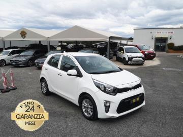 KIA PICANTO 1.0 ATM STYLE
Immatricolato 2022, 999cc, 67Cv/49Kw, 48.300Km, Euro6D.
*** Auto Idonea per NeoPatentati ***
Il prezzo proposto di euro 11.900,00 è legato alla promozione web che prevede un acquisto tramite finanziamento, Info in sede.
Il prezzo a Listino senza promo e senza vincoli è di euro 12.900,00.
Rimangono sempre esclusi i costi :
-del passaggio di proprietà pari ad euro 400,00
-messa su strada pari ad euro 300,00 che include l'attivazione della garanzia di 12 mesi completa, all' occorrenza controlli e/o tagliando completo preconsegna (olio,filtro olio, filtro aria e tutti i componenti necessari al ripristino), 12 mesi di garanzia estendibili a 24/36mesi in base al veicolo e copre i componenti non soggetti ad usura (dettagli in sede).
Con: Motore a 3 cilindri, cambio automatico a 5 rapporti, Abs, Esp, computer di bordo, vetri e specchietti elettrici, Comandi audio al volante, Start Stop, luci diurne a Led, Fendinebbia, Radio con Retrocamera, Bracciolo anteriore, Isofix, cerchi da 14†+ ruotino.
I NOSTRI SERVIZI :
-Acquisto diretto con pagamento immediato
-conto vendita
-vendita auto, moto e scooter usati e garantiti
-vendita veicoli d'epoca
-permuta auto con moto e viceversa
-noleggio breve e lungo termine
-finanziamenti personalizzati (rata costante,mini e maxi rate, leasing)
-assistenza post-vendita con società di garanzie e officine partner
-assicurazioni
-consulenze e stime per acquisti tra privati
VISITA il nostro sito internet: automotousateroma.it oppure scarica la nostra App: automotousateroma dall' Apple store o Play store per restare aggiornato sui nostri ultimi arrivi.
VIENI A TROVARCI PER VEDERE DAL VIVO QUESTO VEICOLO :
Auto Moto Usate Roma s.r.l.Via Appia Nuova 23, 00047, Marino (RM) (adiacente Sorelle Ramonda)
*************
HAI UNA PERMUTA?
compila il form sull'App o nel nostro sito automotousateroma.it
oppure inviaci foto e descrizione (modello anno km motore ...)
al nostro numero whatsapp : Cell. 366-6562866 o 351-4646876 Fisso 06-7215841 e-mail : info@automotousateroma.it
*************
La Auto Moto Usate Roma Srl declina ogni responsabilità per eventuali involontarie incongruenze che non rappresentano in alcun modo un impegno contrattuale e invitano i clienti a verificare sempre dal vivo la correttezza dei dati che potrebbero non coincidere con l’effettivo equipaggiamento del veicolo spesso dovuto alla incompatibilità dei dati trasmessi sulle varie piattaforme web. KIA PICANTO 1.0 ATM STYLE
Immatricolato 2022, 999cc, 67Cv/49Kw, 48.300Km, Euro6D.
*** Auto Idonea per NeoPatentati ***
Il prezzo proposto di euro 11.900,00 è legato alla promozione web che prevede un acquisto tramite finanziamento, Info in sede.
Il prezzo a Listino senza promo e senza vincoli è di euro 12.900,00.
Rimangono sempre esclusi i costi :
-del passaggio di proprietà pari ad euro 400,00
-messa su strada pari ad euro 300,00 che include l'attivazione della garanzia di 12 mesi completa, all' occorrenza controlli e/o tagliando completo preconsegna (olio,filtro olio, filtro aria e tutti i componenti necessari al ripristino), 12 mesi di garanzia estendibili a 24/36mesi in base al veicolo e copre i componenti non soggetti ad usura (dettagli in sede).
Con: Motore a 3 cilindri, cambio automatico a 5 rapporti, Abs, Esp, computer di bordo, vetri e specchietti elettrici, Comandi audio al volante, Start Stop, luci diurne a Led, Fendinebbia, Radio con Retrocamera, Bracciolo anteriore, Isofix, cerchi da 14†+ ruotino.
I NOSTRI SERVIZI :
-Acquisto diretto con pagamento immediato
-conto vendita
-vendita auto, moto e scooter usati e garantiti
-vendita veicoli d'epoca
-permuta auto con moto e viceversa
-noleggio breve e lungo termine
-finanziamenti personalizzati (rata costante,mini e maxi rate, leasing)
-assistenza post-vendita con società di garanzie e officine partner
-assicurazioni
-consulenze e stime per acquisti tra privati
VISITA il nostro sito internet: automotousateroma.it oppure scarica la nostra App: automotousateroma dall' Apple store o Play store per restare aggiornato sui nostri ultimi arrivi.
VIENI A TROVARCI PER VEDERE DAL VIVO QUESTO VEICOLO :
Auto Moto Usate Roma s.r.l.Via Appia Nuova 23, 00047, Marino (RM) (adiacente Sorelle Ramonda)
*************
HAI UNA PERMUTA?
compila il form sull'App o nel nostro sito automotousateroma.it
oppure inviaci foto e descrizione (modello anno km motore ...)
al nostro numero whatsapp : Cell. 366-6562866 o 351-4646876 Fisso 06-7215841 e-mail : info@automotousateroma.it
*************
La Auto Moto Usate Roma Srl declina ogni responsabilità per eventuali involontarie incongruenze che non rappresentano in alcun modo un impegno contrattuale e invitano i clienti a verificare sempre dal vivo la correttezza dei dati che potrebbero non coincidere con l’effettivo equipaggiamento del veicolo spesso dovuto alla incompatibilità dei dati trasmessi sulle varie piattaforme web.
