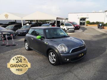 MINI ONE 1.4 RAY
Immatricolato 2009, 1.397cc, 75Cv/55Kw, 194.000Km, 3porte/4posti, Euro4.
Rimangono sempre esclusi i costi :
-del passaggio di proprietà pari ad euro 450,00
-messa su strada pari ad euro 300,00 che include l'attivazione della garanzia di 12 mesi completa, all'occorrenza controlli e/o tagliando completo preconsegna (olio,filtro olio, filtro aria e tutti i componenti necessari al ripristino ivi compresi kit distribuzione), kit ruota di scorta o kit gonfiaggio, 12 mesi di garanzia estendibili a 24/36mesi in base al veicolo e copre i componenti non soggetti ad usura (dettagli in sede).
Di serie: Motore 4 cilindri in linea, cambio manuale a 6 rapporti, ABS + EBD + CBC, vetri e specchietti elettrici, volante in pelle, Contagiri con indicatore temperatura esterna e velocità , Climatizzatore manuale, fendinebbia, Radio MINI CD con lettore CD, connessione AUX-In, 6 altop., Servosterzo elettromeccanico EPAS/Eletric Power Assisted Steering, Isofix, cerchi in lega da 15â€.
I NOSTRI SERVIZI :
-Acquisto diretto con pagamento immediato
-conto vendita
-vendita auto, moto e scooter usati e garantiti
-vendita veicoli d'epoca
-permuta auto con moto e viceversa
-noleggio breve e lungo termine
-finanziamenti personalizzati (rata costante,mini e maxi rate, leasing)
-assistenza post-vendita con società di garanzie e officine partner
-assicurazioni
-consulenze e stime per acquisti tra privati
VISITA il nostro sito internet: automotousateroma.it oppure scarica la nostra App: automotousateroma dall' Apple store o Play store per restare aggiornato sui nostri ultimi arrivi.
VIENI A TROVARCI PER VEDERE DAL VIVO QUESTO VEICOLO :
Auto Moto Usate Roma s.r.l.Via Appia Nuova 23, 00047, Marino (RM) (adiacente Sorelle Ramonda)
*************
HAI UNA PERMUTA?
compila il form sull'App o nel nostro sito automotousateroma.it
oppure inviaci foto e descrizione (modello anno km motore ...)
al nostro numero whatsapp : Cell. 366-6562866 o 351-4646876 Fisso 06-7215841 e-mail : info@automotousateroma.it
*************
La Auto Moto Usate Roma Srl declina ogni responsabilità per eventuali involontarie incongruenze che non rappresentano in alcun modo un impegno contrattuale e invitano i clienti a verificare sempre dal vivo la correttezza dei dati che potrebbero non coincidere con l’effettivo equipaggiamento del veicolo spesso dovuto alla incompatibilità dei dati trasmessi sulle varie piattaforme web. MINI ONE 1.4 RAY
Immatricolato 2009, 1.397cc, 75Cv/55Kw, 194.000Km, 3porte/4posti, Euro4.
Rimangono sempre esclusi i costi :
-del passaggio di proprietà pari ad euro 450,00
-messa su strada pari ad euro 300,00 che include l'attivazione della garanzia di 12 mesi completa, all'occorrenza controlli e/o tagliando completo preconsegna (olio,filtro olio, filtro aria e tutti i componenti necessari al ripristino ivi compresi kit distribuzione), kit ruota di scorta o kit gonfiaggio, 12 mesi di garanzia estendibili a 24/36mesi in base al veicolo e copre i componenti non soggetti ad usura (dettagli in sede).
Di serie: Motore 4 cilindri in linea, cambio manuale a 6 rapporti, ABS + EBD + CBC, vetri e specchietti elettrici, volante in pelle, Contagiri con indicatore temperatura esterna e velocità , Climatizzatore manuale, fendinebbia, Radio MINI CD con lettore CD, connessione AUX-In, 6 altop., Servosterzo elettromeccanico EPAS/Eletric Power Assisted Steering, Isofix, cerchi in lega da 15â€.
I NOSTRI SERVIZI :
-Acquisto diretto con pagamento immediato
-conto vendita
-vendita auto, moto e scooter usati e garantiti
-vendita veicoli d'epoca
-permuta auto con moto e viceversa
-noleggio breve e lungo termine
-finanziamenti personalizzati (rata costante,mini e maxi rate, leasing)
-assistenza post-vendita con società di garanzie e officine partner
-assicurazioni
-consulenze e stime per acquisti tra privati
VISITA il nostro sito internet: automotousateroma.it oppure scarica la nostra App: automotousateroma dall' Apple store o Play store per restare aggiornato sui nostri ultimi arrivi.
VIENI A TROVARCI PER VEDERE DAL VIVO QUESTO VEICOLO :
Auto Moto Usate Roma s.r.l.Via Appia Nuova 23, 00047, Marino (RM) (adiacente Sorelle Ramonda)
*************
HAI UNA PERMUTA?
compila il form sull'App o nel nostro sito automotousateroma.it
oppure inviaci foto e descrizione (modello anno km motore ...)
al nostro numero whatsapp : Cell. 366-6562866 o 351-4646876 Fisso 06-7215841 e-mail : info@automotousateroma.it
*************
La Auto Moto Usate Roma Srl declina ogni responsabilità per eventuali involontarie incongruenze che non rappresentano in alcun modo un impegno contrattuale e invitano i clienti a verificare sempre dal vivo la correttezza dei dati che potrebbero non coincidere con l’effettivo equipaggiamento del veicolo spesso dovuto alla incompatibilità dei dati trasmessi sulle varie piattaforme web.
