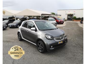 SMART FORFOUR 0.9 TURBO
Immatricolato 2019, 898cc, 90Cv/66Kw, .000Km, 5porte/5posti, Euro6D.
*** AUTO TAGLIANDATA IN MERCEDES E REVISIONATA ***
Il prezzo proposto di euro 13.900,00 è legato alla promozione web che prevede un acquisto tramite finanziamento, Info in sede.
Il prezzo a Listino senza promo e senza vincoli è di euro 14.900,00.
Rimangono sempre esclusi i costi :
-del passaggio di proprietà pari ad euro 450,00
-messa su strada pari ad euro 300,00 che include l'attivazione della garanzia di 12 mesi completa, all'occorrenza controlli e/o tagliando completo preconsegna (olio,filtro olio, filtro aria e tutti i componenti necessari al ripristino ivi compresi kit distribuzione), kit ruota di scorta o kit gonfiaggio, 12 mesi di garanzia estendibili a 24/36mesi in base al veicolo e copre i componenti non soggetti ad usura (dettagli in sede).
Con: Motore a 3 cilindri in linea, cambio automatico a 5 rapporti, Abs, Esp, computer di bordo, vetri e specchietti elettrici, Comandi audio al volante, Start Stop, Cruise Control, luci diurne a Led, Fendinebbia, Climatizzatore, retrocamera, Bracciolo anteriore, sedili anteriore riscaldabili, doppio tettino, Isofix, cerchi da 16â€.
I NOSTRI SERVIZI :
-Acquisto diretto con pagamento immediato
-conto vendita
-vendita auto, moto e scooter usati e garantiti
-vendita veicoli d'epoca
-permuta auto con moto e viceversa
-noleggio breve e lungo termine
-finanziamenti personalizzati (rata costante,mini e maxi rate, leasing)
-assistenza post-vendita con società di garanzie e officine partner
-assicurazioni
-consulenze e stime per acquisti tra privati
VISITA il nostro sito internet: automotousateroma.it oppure scarica la nostra App: automotousateroma dall' Apple store o Play store per restare aggiornato sui nostri ultimi arrivi.
VIENI A TROVARCI PER VEDERE DAL VIVO QUESTO VEICOLO :
Auto Moto Usate Roma s.r.l.Via Appia Nuova 23, 00047, Marino (RM) (adiacente Sorelle Ramonda)
*************
HAI UNA PERMUTA?
compila il form sull'App o nel nostro sito automotousateroma.it
oppure inviaci foto e descrizione (modello anno km motore ...)
al nostro numero whatsapp : Cell. 366-6562866 o 351-4646876 Fisso 06-7215841 e-mail : info@automotousateroma.it
*************
La Auto Moto Usate Roma Srl declina ogni responsabilità per eventuali involontarie incongruenze che non rappresentano in alcun modo un impegno contrattuale e invitano i clienti a verificare sempre dal vivo la correttezza dei dati che potrebbero non coincidere con l’effettivo equipaggiamento del veicolo spesso dovuto alla incompatibilità dei dati trasmessi sulle varie piattaforme web. SMART FORFOUR 0.9 TURBO
Immatricolato 2019, 898cc, 90Cv/66Kw, .000Km, 5porte/5posti, Euro6D.
*** AUTO TAGLIANDATA IN MERCEDES E REVISIONATA ***
Il prezzo proposto di euro 13.900,00 è legato alla promozione web che prevede un acquisto tramite finanziamento, Info in sede.
Il prezzo a Listino senza promo e senza vincoli è di euro 14.900,00.
Rimangono sempre esclusi i costi :
-del passaggio di proprietà pari ad euro 450,00
-messa su strada pari ad euro 300,00 che include l'attivazione della garanzia di 12 mesi completa, all'occorrenza controlli e/o tagliando completo preconsegna (olio,filtro olio, filtro aria e tutti i componenti necessari al ripristino ivi compresi kit distribuzione), kit ruota di scorta o kit gonfiaggio, 12 mesi di garanzia estendibili a 24/36mesi in base al veicolo e copre i componenti non soggetti ad usura (dettagli in sede).
Con: Motore a 3 cilindri in linea, cambio automatico a 5 rapporti, Abs, Esp, computer di bordo, vetri e specchietti elettrici, Comandi audio al volante, Start Stop, Cruise Control, luci diurne a Led, Fendinebbia, Climatizzatore, retrocamera, Bracciolo anteriore, sedili anteriore riscaldabili, doppio tettino, Isofix, cerchi da 16â€.
I NOSTRI SERVIZI :
-Acquisto diretto con pagamento immediato
-conto vendita
-vendita auto, moto e scooter usati e garantiti
-vendita veicoli d'epoca
-permuta auto con moto e viceversa
-noleggio breve e lungo termine
-finanziamenti personalizzati (rata costante,mini e maxi rate, leasing)
-assistenza post-vendita con società di garanzie e officine partner
-assicurazioni
-consulenze e stime per acquisti tra privati
VISITA il nostro sito internet: automotousateroma.it oppure scarica la nostra App: automotousateroma dall' Apple store o Play store per restare aggiornato sui nostri ultimi arrivi.
VIENI A TROVARCI PER VEDERE DAL VIVO QUESTO VEICOLO :
Auto Moto Usate Roma s.r.l.Via Appia Nuova 23, 00047, Marino (RM) (adiacente Sorelle Ramonda)
*************
HAI UNA PERMUTA?
compila il form sull'App o nel nostro sito automotousateroma.it
oppure inviaci foto e descrizione (modello anno km motore ...)
al nostro numero whatsapp : Cell. 366-6562866 o 351-4646876 Fisso 06-7215841 e-mail : info@automotousateroma.it
*************
La Auto Moto Usate Roma Srl declina ogni responsabilità per eventuali involontarie incongruenze che non rappresentano in alcun modo un impegno contrattuale e invitano i clienti a verificare sempre dal vivo la correttezza dei dati che potrebbero non coincidere con l’effettivo equipaggiamento del veicolo spesso dovuto alla incompatibilità dei dati trasmessi sulle varie piattaforme web.