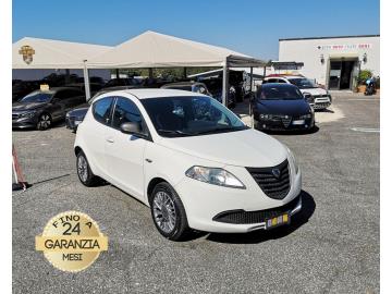 LANCIA YPSILON 1.2 ELLE
Immatricolato 2015, 1242cc, 69Cv/51Kw, 137.000Km, 5porte/5posti, Euro6B.
*** AUTO TAGLIANDATA, REVISIONATA E BOLLATA ***
** AUTO IDONEA PER NEOPATENTATI **
Rimangono sempre esclusi i costi :
-del passaggio di proprietà pari ad euro 450,00
-messa su strada pari ad euro 400,00 che include l'attivazione della garanzia di 12 mesi completa, all'occorrenza controlli e/o tagliando completo preconsegna (olio,filtro olio, filtro aria e tutti i componenti necessari al ripristino ivi compresi kit distribuzione), kit ruota di scorta o kit gonfiaggio, 12 mesi di garanzia estendibili a 24/36mesi in base al veicolo e copre i componenti non soggetti ad usura (dettagli in sede).
Con: Motore a 4 cilindri in linea, cambio manuale a 5 rapporti, Abs, Esp, computer di bordo, Volante reg. in altezza, vetri e specchietti elettrici, Climatizzatore, Radio con lettore CD MP3, Servosterzo, Isofix, cerchi da 15â€.
I NOSTRI SERVIZI :
-Acquisto diretto con pagamento immediato
-conto vendita
-vendita auto, moto e scooter usati e garantiti
-vendita veicoli d'epoca
-permuta auto con moto e viceversa
-noleggio breve e lungo termine
-finanziamenti personalizzati (rata costante,mini e maxi rate, leasing)
-assistenza post-vendita con società di garanzie e officine partner
-assicurazioni
-consulenze e stime per acquisti tra privati
VISITA il nostro sito internet: automotousateroma.it oppure scarica la nostra App: automotousateroma dall' Apple store o Play store per restare aggiornato sui nostri ultimi arrivi.
VIENI A TROVARCI PER VEDERE DAL VIVO QUESTO VEICOLO :
Auto Moto Usate Roma s.r.l.Via Appia Nuova 23, 00047, Marino (RM) (adiacente Sorelle Ramonda)
*************
HAI UNA PERMUTA?
compila il form sull'App o nel nostro sito automotousateroma.it
oppure inviaci foto e descrizione (modello anno km motore ...)
al nostro numero whatsapp : Cell. 366-6562866 o 351-4646876 Fisso 06-7215841 e-mail : info@automotousateroma.it
*************
La Auto Moto Usate Roma Srl declina ogni responsabilità per eventuali involontarie incongruenze che non rappresentano in alcun modo un impegno contrattuale e invitano i clienti a verificare sempre dal vivo la correttezza dei dati che potrebbero non coincidere con l’effettivo equipaggiamento del veicolo spesso dovuto alla incompatibilità dei dati trasmessi sulle varie piattaforme web. LANCIA YPSILON 1.2 ELLE
Immatricolato 2015, 1242cc, 69Cv/51Kw, 137.000Km, 5porte/5posti, Euro6B.
*** AUTO TAGLIANDATA, REVISIONATA E BOLLATA ***
** AUTO IDONEA PER NEOPATENTATI **
Rimangono sempre esclusi i costi :
-del passaggio di proprietà pari ad euro 450,00
-messa su strada pari ad euro 400,00 che include l'attivazione della garanzia di 12 mesi completa, all'occorrenza controlli e/o tagliando completo preconsegna (olio,filtro olio, filtro aria e tutti i componenti necessari al ripristino ivi compresi kit distribuzione), kit ruota di scorta o kit gonfiaggio, 12 mesi di garanzia estendibili a 24/36mesi in base al veicolo e copre i componenti non soggetti ad usura (dettagli in sede).
Con: Motore a 4 cilindri in linea, cambio manuale a 5 rapporti, Abs, Esp, computer di bordo, Volante reg. in altezza, vetri e specchietti elettrici, Climatizzatore, Radio con lettore CD MP3, Servosterzo, Isofix, cerchi da 15â€.
I NOSTRI SERVIZI :
-Acquisto diretto con pagamento immediato
-conto vendita
-vendita auto, moto e scooter usati e garantiti
-vendita veicoli d'epoca
-permuta auto con moto e viceversa
-noleggio breve e lungo termine
-finanziamenti personalizzati (rata costante,mini e maxi rate, leasing)
-assistenza post-vendita con società di garanzie e officine partner
-assicurazioni
-consulenze e stime per acquisti tra privati
VISITA il nostro sito internet: automotousateroma.it oppure scarica la nostra App: automotousateroma dall' Apple store o Play store per restare aggiornato sui nostri ultimi arrivi.
VIENI A TROVARCI PER VEDERE DAL VIVO QUESTO VEICOLO :
Auto Moto Usate Roma s.r.l.Via Appia Nuova 23, 00047, Marino (RM) (adiacente Sorelle Ramonda)
*************
HAI UNA PERMUTA?
compila il form sull'App o nel nostro sito automotousateroma.it
oppure inviaci foto e descrizione (modello anno km motore ...)
al nostro numero whatsapp : Cell. 366-6562866 o 351-4646876 Fisso 06-7215841 e-mail : info@automotousateroma.it
*************
La Auto Moto Usate Roma Srl declina ogni responsabilità per eventuali involontarie incongruenze che non rappresentano in alcun modo un impegno contrattuale e invitano i clienti a verificare sempre dal vivo la correttezza dei dati che potrebbero non coincidere con l’effettivo equipaggiamento del veicolo spesso dovuto alla incompatibilità dei dati trasmessi sulle varie piattaforme web.