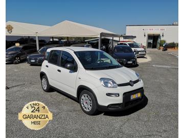 FIAT PANDA 0.9 FIREFLY HYBRID
Immatricolato 2024, 999cc, 69Cv/51Kw, 22.000Km, 5porte/4posti, Euro6D.
*** AUTO IDONEA PER NEOPATENTATI ***
Il prezzo proposto di euro 10.500,00 è legato alla promozione web che prevede un acquisto tramite finanziamento, Info in sede.
Il prezzo a Listino senza promo e senza vincoli è di euro 11.900,00.
Rimangono sempre esclusi i costi :
-del passaggio di proprietà pari ad euro 450,00
-messa su strada pari ad euro 400,00 che include l'attivazione della garanzia di 12 mesi completa, all'occorrenza controlli e o tagliando completo preconsegna (olio,filtro olio, filtro aria e tutti i componenti necessari al ripristino ivi compresi kit distribuzione), kit ruota di scorta o kit gonfiaggio, 12 mesi di garanzia estendibili a 24 36mesi in base al veicolo e copre i componenti non soggetti ad usura (dettagli in sede).
Di serie con: Motore a 3 cilindri, cambio manuale a 6 rapporti, vetri e
specchielli elettrici, Start Stop, servosterzo city, computer di
bordo, finestrini elettrici, Radio DAB 5 con Usb e Bluetooth,
chiusure centralizzate, climatizzatore, stereo, Airbag, ABS, ESP con
ASR MSR, Isofix, cerchi da 15â€.
I NOSTRI SERVIZI :
-Acquisto diretto con pagamento immediato
-conto vendita
-vendita auto, moto e scooter usati e garantiti
-vendita veicoli d'epoca
-permuta auto con moto e viceversa
-noleggio breve e lungo termine
-finanziamenti personalizzati (rata costante,mini e maxi rate, leasing)
-assistenza post-vendita con società di garanzie e officine partner
-assicurazioni
-consulenze e stime per acquisti tra privati
VISITA il nostro sito internet: automotousateroma.it oppure scarica la nostra App: automotousateroma dall' Apple store o Play store per restare aggiornato sui nostri ultimi arrivi.
VIENI A TROVARCI PER VEDERE DAL VIVO QUESTO VEICOLO :
Auto Moto Usate Roma s.r.l.Via Appia Nuova 23, 00047, Marino (RM) (adiacente Sorelle Ramonda)
*************
HAI UNA PERMUTA?
compila il form sull'App o nel nostro sito automotousateroma.it
oppure inviaci foto e descrizione (modello anno km motore ...)
al nostro numero whatsapp : Cell. 366-6562866 o 351-4646876 Fisso 06-7215841 e-mail : info@automotousateroma.it
*************
La Auto Moto Usate Roma Srl declina ogni responsabilità per eventuali involontarie incongruenze che non rappresentano in alcun modo un impegno contrattuale e invitano i clienti a verificare sempre dal vivo la correttezza dei dati che potrebbero non coincidere con l’effettivo equipaggiamento del veicolo spesso dovuto alla incompatibilità dei dati trasmessi sulle varie piattaforme web. FIAT PANDA 0.9 FIREFLY HYBRID
Immatricolato 2024, 999cc, 69Cv/51Kw, 22.000Km, 5porte/4posti, Euro6D.
*** AUTO IDONEA PER NEOPATENTATI ***
Il prezzo proposto di euro 10.500,00 è legato alla promozione web che prevede un acquisto tramite finanziamento, Info in sede.
Il prezzo a Listino senza promo e senza vincoli è di euro 11.900,00.
Rimangono sempre esclusi i costi :
-del passaggio di proprietà pari ad euro 450,00
-messa su strada pari ad euro 400,00 che include l'attivazione della garanzia di 12 mesi completa, all'occorrenza controlli e o tagliando completo preconsegna (olio,filtro olio, filtro aria e tutti i componenti necessari al ripristino ivi compresi kit distribuzione), kit ruota di scorta o kit gonfiaggio, 12 mesi di garanzia estendibili a 24 36mesi in base al veicolo e copre i componenti non soggetti ad usura (dettagli in sede).
Di serie con: Motore a 3 cilindri, cambio manuale a 6 rapporti, vetri e
specchielli elettrici, Start Stop, servosterzo city, computer di
bordo, finestrini elettrici, Radio DAB 5 con Usb e Bluetooth,
chiusure centralizzate, climatizzatore, stereo, Airbag, ABS, ESP con
ASR MSR, Isofix, cerchi da 15â€.
I NOSTRI SERVIZI :
-Acquisto diretto con pagamento immediato
-conto vendita
-vendita auto, moto e scooter usati e garantiti
-vendita veicoli d'epoca
-permuta auto con moto e viceversa
-noleggio breve e lungo termine
-finanziamenti personalizzati (rata costante,mini e maxi rate, leasing)
-assistenza post-vendita con società di garanzie e officine partner
-assicurazioni
-consulenze e stime per acquisti tra privati
VISITA il nostro sito internet: automotousateroma.it oppure scarica la nostra App: automotousateroma dall' Apple store o Play store per restare aggiornato sui nostri ultimi arrivi.
VIENI A TROVARCI PER VEDERE DAL VIVO QUESTO VEICOLO :
Auto Moto Usate Roma s.r.l.Via Appia Nuova 23, 00047, Marino (RM) (adiacente Sorelle Ramonda)
*************
HAI UNA PERMUTA?
compila il form sull'App o nel nostro sito automotousateroma.it
oppure inviaci foto e descrizione (modello anno km motore ...)
al nostro numero whatsapp : Cell. 366-6562866 o 351-4646876 Fisso 06-7215841 e-mail : info@automotousateroma.it
*************
La Auto Moto Usate Roma Srl declina ogni responsabilità per eventuali involontarie incongruenze che non rappresentano in alcun modo un impegno contrattuale e invitano i clienti a verificare sempre dal vivo la correttezza dei dati che potrebbero non coincidere con l’effettivo equipaggiamento del veicolo spesso dovuto alla incompatibilità dei dati trasmessi sulle varie piattaforme web.