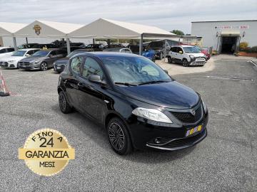 LANCIA YPSILON 1.2 ECOCHIC GOLD GPL
Immatricolato 2019, 1242cc, 69Cv/51Kw, 106.000Km, 5porte/5posti, Euro6D.
*** AUTO IDONEA PER NEOPATENTATI ***
** Scadenza GPL 2029 **
* Auto tagliandata con storico lavori e km certificati *
Il prezzo proposto di euro 7.900,00 è legato alla promozione web che prevede un acquisto tramite finanziamento, Info in sede.
Il prezzo a Listino senza promo e senza vincoli è di euro 8.900,00.
Rimangono sempre esclusi i costi :
-del passaggio di proprietà pari ad euro 450,00
-messa su strada pari ad euro 300,00 che include l'attivazione della garanzia di 12 mesi completa, all'occorrenza controlli e o tagliando completo preconsegna (olio,filtro olio, filtro aria e tutti i componenti necessari al ripristino ivi compresi kit distribuzione), kit ruota di scorta o kit gonfiaggio, 12 mesi di garanzia estendibili a 24 36mesi in base al veicolo e copre i componenti non soggetti ad usura (dettagli in sede).
Di serie con: Motore a 4 cilindri, cambio manuale a 5 rapporti, Abs, Airbag, vetri elettrici, Chiusura Centralizzata, Fendinebbia, Climatizzatore manuale, Uconnect Radio 5 LANCIA YPSILON 1.2 ECOCHIC GOLD GPL
Immatricolato 2019, 1242cc, 69Cv/51Kw, 106.000Km, 5porte/5posti, Euro6D.
*** AUTO IDONEA PER NEOPATENTATI ***
** Scadenza GPL 2029 **
* Auto tagliandata con storico lavori e km certificati *
Il prezzo proposto di euro 7.900,00 è legato alla promozione web che prevede un acquisto tramite finanziamento, Info in sede.
Il prezzo a Listino senza promo e senza vincoli è di euro 8.900,00.
Rimangono sempre esclusi i costi :
-del passaggio di proprietà pari ad euro 450,00
-messa su strada pari ad euro 300,00 che include l'attivazione della garanzia di 12 mesi completa, all'occorrenza controlli e o tagliando completo preconsegna (olio,filtro olio, filtro aria e tutti i componenti necessari al ripristino ivi compresi kit distribuzione), kit ruota di scorta o kit gonfiaggio, 12 mesi di garanzia estendibili a 24 36mesi in base al veicolo e copre i componenti non soggetti ad usura (dettagli in sede).
Di serie con: Motore a 4 cilindri, cambio manuale a 5 rapporti, Abs, Airbag, vetri elettrici, Chiusura Centralizzata, Fendinebbia, Climatizzatore manuale, Uconnect Radio 5