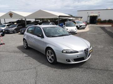 ALFA ROMEO 147 1.9 JTDM
Immatricolato 2007, 1910cc, 120Cv/88Kw, 260.000Km, 5porte/5posti, Euro4.
*** Veicolo Idoneo per Neopatentati ***
Rimangono sempre esclusi i costi :
-del passaggio di proprietà pari ad euro 600,00
- Nella formula Outlet il veicolo viene venduto con la formula Visto e piaciuta, e con la conformità legale del mezzo.
Di serie con: Motore a 4 cilindri in linea, cambio manuale a 5 rapporti, Abs, Airbag, vetri e specchietti elettrici, cruise control, climatizzatore, radio, fendinebbia isofix, cerchi in lega da 17†+ ruotino.
Lavori eseguiti : Filtro aria cono, frizione con volano, assetto ribassato, valvola Egr, mappa, distribuzione+ tagliando.
I NOSTRI SERVIZI :
-Acquisto diretto con pagamento immediato
-conto vendita
-vendita auto, moto e scooter usati e garantiti
-vendita veicoli d'epoca
-permuta auto con moto e viceversa
-noleggio breve e lungo termine
-finanziamenti personalizzati (rata costante,mini e maxi rate, leasing)
-assistenza post-vendita con società di garanzie e officine partner
-assicurazioni
-consulenze e stime per acquisti tra privati
VISITA il nostro sito internet: automotousateroma.it oppure scarica la nostra App: automotousateroma dall' Apple store o Play store per restare aggiornato sui nostri ultimi arrivi.
VIENI A TROVARCI PER VEDERE DAL VIVO QUESTO VEICOLO :
Auto Moto Usate Roma s.r.l.Via Appia Nuova 23, 00047, Marino (RM) (adiacente Sorelle Ramonda)
*************
HAI UNA PERMUTA?
compila il form sull'App o nel nostro sito automotousateroma.it
oppure inviaci foto e descrizione (modello anno km motore ...)
al nostro numero whatsapp : Cell. 366-6562866 o 351-4646876 Fisso 06-7215841 e-mail : info@automotousateroma.it
*************
La Auto Moto Usate Roma Srl declina ogni responsabilità per eventuali involontarie incongruenze che non rappresentano in alcun modo un impegno contrattuale e invitano i clienti a verificare sempre dal vivo la correttezza dei dati che potrebbero non coincidere con l’effettivo equipaggiamento del veicolo spesso dovuto alla incompatibilità dei dati trasmessi sulle varie piattaforme web. ALFA ROMEO 147 1.9 JTDM
Immatricolato 2007, 1910cc, 120Cv/88Kw, 260.000Km, 5porte/5posti, Euro4.
*** Veicolo Idoneo per Neopatentati ***
Rimangono sempre esclusi i costi :
-del passaggio di proprietà pari ad euro 600,00
- Nella formula Outlet il veicolo viene venduto con la formula Visto e piaciuta, e con la conformità legale del mezzo.
Di serie con: Motore a 4 cilindri in linea, cambio manuale a 5 rapporti, Abs, Airbag, vetri e specchietti elettrici, cruise control, climatizzatore, radio, fendinebbia isofix, cerchi in lega da 17†+ ruotino.
Lavori eseguiti : Filtro aria cono, frizione con volano, assetto ribassato, valvola Egr, mappa, distribuzione+ tagliando.
I NOSTRI SERVIZI :
-Acquisto diretto con pagamento immediato
-conto vendita
-vendita auto, moto e scooter usati e garantiti
-vendita veicoli d'epoca
-permuta auto con moto e viceversa
-noleggio breve e lungo termine
-finanziamenti personalizzati (rata costante,mini e maxi rate, leasing)
-assistenza post-vendita con società di garanzie e officine partner
-assicurazioni
-consulenze e stime per acquisti tra privati
VISITA il nostro sito internet: automotousateroma.it oppure scarica la nostra App: automotousateroma dall' Apple store o Play store per restare aggiornato sui nostri ultimi arrivi.
VIENI A TROVARCI PER VEDERE DAL VIVO QUESTO VEICOLO :
Auto Moto Usate Roma s.r.l.Via Appia Nuova 23, 00047, Marino (RM) (adiacente Sorelle Ramonda)
*************
HAI UNA PERMUTA?
compila il form sull'App o nel nostro sito automotousateroma.it
oppure inviaci foto e descrizione (modello anno km motore ...)
al nostro numero whatsapp : Cell. 366-6562866 o 351-4646876 Fisso 06-7215841 e-mail : info@automotousateroma.it
*************
La Auto Moto Usate Roma Srl declina ogni responsabilità per eventuali involontarie incongruenze che non rappresentano in alcun modo un impegno contrattuale e invitano i clienti a verificare sempre dal vivo la correttezza dei dati che potrebbero non coincidere con l’effettivo equipaggiamento del veicolo spesso dovuto alla incompatibilità dei dati trasmessi sulle varie piattaforme web.