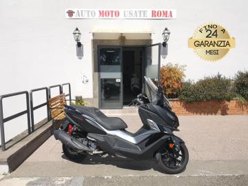 SYM CRUISYM 300
Immatricolato 2022, 278cc, 27Cv/19Kw, 72.000Km, Euro5.
Rimangono sempre esclusi i costi :
-del passaggio di proprietà pari ad euro 200,00
-messa su strada pari ad euro 300,00 che include l'attivazione della garanzia di 12 mesi completa, all' occorrenza controlli e/o tagliando completo preconsegna (olio,filtro olio, filtro aria e tutti i componenti necessari al ripristino), 12 mesi di garanzia estendibili a 24/36mesi in base al veicolo e copre i componenti non soggetti ad usura (dettagli in sede).
Di serie con: Motore Monocilindrico, raffreddamento a Liquido, Abs, doppio cavalletto, ampio vano sotto sella, vano retroscudo con presa Usb, freni a disco da 240mm, cerchi da 16â€.
Lavori eseguiti : Tagliandato, cinta e rulli, ammortizzatori posteriori e kit cremagliera sterzo.
I NOSTRI SERVIZI :
-Acquisto diretto con pagamento immediato
-conto vendita
-vendita auto, moto e scooter usati e garantiti
-vendita veicoli d'epoca
-permuta auto con moto e viceversa
-noleggio breve e lungo termine
-finanziamenti personalizzati (rata costante,mini e maxi rate, leasing)
-assistenza post-vendita con società di garanzie e officine partner
-assicurazioni
-consulenze e stime per acquisti tra privati
VISITA il nostro sito internet: automotousateroma.it oppure scarica la nostra App: automotousateroma dall' Apple store o Play store per restare aggiornato sui nostri ultimi arrivi.
VIENI A TROVARCI PER VEDERE DAL VIVO QUESTO VEICOLO :
Auto Moto Usate Roma s.r.l.Via Appia Nuova 23, 00047, Marino (RM) (adiacente Sorelle Ramonda)
*************
HAI UNA PERMUTA?
compila il form sull'App o nel nostro sito automotousateroma.it
oppure inviaci foto e descrizione (modello anno km motore ...)
al nostro numero whatsapp : Cell. 366-6562866 o 351-4646876 Fisso 06-7215841 e-mail : info@automotousateroma.it
*************
La Auto Moto Usate Roma Srl declina ogni responsabilità per eventuali involontarie incongruenze che non rappresentano in alcun modo un impegno contrattuale e invitano i clienti a verificare sempre dal vivo la correttezza dei dati che potrebbero non coincidere con l’effettivo equipaggiamento del veicolo spesso dovuto alla incompatibilità dei dati trasmessi sulle varie piattaforme web. SYM CRUISYM 300
Immatricolato 2022, 278cc, 27Cv/19Kw, 72.000Km, Euro5.
Rimangono sempre esclusi i costi :
-del passaggio di proprietà pari ad euro 200,00
-messa su strada pari ad euro 300,00 che include l'attivazione della garanzia di 12 mesi completa, all' occorrenza controlli e/o tagliando completo preconsegna (olio,filtro olio, filtro aria e tutti i componenti necessari al ripristino), 12 mesi di garanzia estendibili a 24/36mesi in base al veicolo e copre i componenti non soggetti ad usura (dettagli in sede).
Di serie con: Motore Monocilindrico, raffreddamento a Liquido, Abs, doppio cavalletto, ampio vano sotto sella, vano retroscudo con presa Usb, freni a disco da 240mm, cerchi da 16â€.
Lavori eseguiti : Tagliandato, cinta e rulli, ammortizzatori posteriori e kit cremagliera sterzo.
I NOSTRI SERVIZI :
-Acquisto diretto con pagamento immediato
-conto vendita
-vendita auto, moto e scooter usati e garantiti
-vendita veicoli d'epoca
-permuta auto con moto e viceversa
-noleggio breve e lungo termine
-finanziamenti personalizzati (rata costante,mini e maxi rate, leasing)
-assistenza post-vendita con società di garanzie e officine partner
-assicurazioni
-consulenze e stime per acquisti tra privati
VISITA il nostro sito internet: automotousateroma.it oppure scarica la nostra App: automotousateroma dall' Apple store o Play store per restare aggiornato sui nostri ultimi arrivi.
VIENI A TROVARCI PER VEDERE DAL VIVO QUESTO VEICOLO :
Auto Moto Usate Roma s.r.l.Via Appia Nuova 23, 00047, Marino (RM) (adiacente Sorelle Ramonda)
*************
HAI UNA PERMUTA?
compila il form sull'App o nel nostro sito automotousateroma.it
oppure inviaci foto e descrizione (modello anno km motore ...)
al nostro numero whatsapp : Cell. 366-6562866 o 351-4646876 Fisso 06-7215841 e-mail : info@automotousateroma.it
*************
La Auto Moto Usate Roma Srl declina ogni responsabilità per eventuali involontarie incongruenze che non rappresentano in alcun modo un impegno contrattuale e invitano i clienti a verificare sempre dal vivo la correttezza dei dati che potrebbero non coincidere con l’effettivo equipaggiamento del veicolo spesso dovuto alla incompatibilità dei dati trasmessi sulle varie piattaforme web.