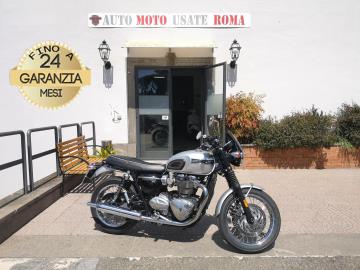 TRIUMPH BONNEVILLE T 120
Immatricolato 2019, 1200cc, 80Cv/59Kw, 21.600Km, Euro4.
Il prezzo proposto di euro 7.500,00 è legato alla promozione web che prevede un acquisto tramite finanziamento, Info in sede.
Il prezzo a Listino senza promo e senza vincoli è di euro 8.500,00.
Rimangono sempre esclusi i costi :
-del passaggio di proprietà pari ad euro 200,00
-messa su strada pari ad euro 300,00 che include l'attivazione della garanzia di 12 mesi completa, all' occorrenza controlli e/o tagliando completo preconsegna (olio,filtro olio, filtro aria e tutti i componenti necessari al ripristino), 12 mesi di garanzia estendibili a 24/36mesi in base al veicolo e copre i componenti non soggetti ad usura (dettagli in sede).
Di serie con: Motore Bicilindrico in linea, cambio manuale a 6 rapporti, Abs, raffreddamento a Liquido, controllo di trazione, freni a disco anteriori da 310mm e da 255mm al posteriore, cerchi a raggi da 18†anteriore e da 17†al posteriore.
I NOSTRI SERVIZI :
-Acquisto diretto con pagamento immediato
-conto vendita
-vendita auto, moto e scooter usati e garantiti
-vendita veicoli d'epoca
-permuta auto con moto e viceversa
-noleggio breve e lungo termine
-finanziamenti personalizzati (rata costante,mini e maxi rate, leasing)
-assistenza post-vendita con società di garanzie e officine partner
-assicurazioni
-consulenze e stime per acquisti tra privati
VISITA il nostro sito internet: automotousateroma.it oppure scarica la nostra App: automotousateroma dall' Apple store o Play store per restare aggiornato sui nostri ultimi arrivi.
VIENI A TROVARCI PER VEDERE DAL VIVO QUESTO VEICOLO :
Auto Moto Usate Roma s.r.l.Via Appia Nuova 23, 00047, Marino (RM) (adiacente Sorelle Ramonda)
*************
HAI UNA PERMUTA?
compila il form sull'App o nel nostro sito automotousateroma.it
oppure inviaci foto e descrizione (modello anno km motore ...)
al nostro numero whatsapp : Cell. 366-6562866 o 351-4646876 Fisso 06-7215841 e-mail : info@automotousateroma.it
*************
La Auto Moto Usate Roma Srl declina ogni responsabilità per eventuali involontarie incongruenze che non rappresentano in alcun modo un impegno contrattuale e invitano i clienti a verificare sempre dal vivo la correttezza dei dati che potrebbero non coincidere con l’effettivo equipaggiamento del veicolo spesso dovuto alla incompatibilità dei dati trasmessi sulle varie piattaforme web. TRIUMPH BONNEVILLE T 120
Immatricolato 2019, 1200cc, 80Cv/59Kw, 21.600Km, Euro4.
Il prezzo proposto di euro 7.500,00 è legato alla promozione web che prevede un acquisto tramite finanziamento, Info in sede.
Il prezzo a Listino senza promo e senza vincoli è di euro 8.500,00.
Rimangono sempre esclusi i costi :
-del passaggio di proprietà pari ad euro 200,00
-messa su strada pari ad euro 300,00 che include l'attivazione della garanzia di 12 mesi completa, all' occorrenza controlli e/o tagliando completo preconsegna (olio,filtro olio, filtro aria e tutti i componenti necessari al ripristino), 12 mesi di garanzia estendibili a 24/36mesi in base al veicolo e copre i componenti non soggetti ad usura (dettagli in sede).
Di serie con: Motore Bicilindrico in linea, cambio manuale a 6 rapporti, Abs, raffreddamento a Liquido, controllo di trazione, freni a disco anteriori da 310mm e da 255mm al posteriore, cerchi a raggi da 18†anteriore e da 17†al posteriore.
I NOSTRI SERVIZI :
-Acquisto diretto con pagamento immediato
-conto vendita
-vendita auto, moto e scooter usati e garantiti
-vendita veicoli d'epoca
-permuta auto con moto e viceversa
-noleggio breve e lungo termine
-finanziamenti personalizzati (rata costante,mini e maxi rate, leasing)
-assistenza post-vendita con società di garanzie e officine partner
-assicurazioni
-consulenze e stime per acquisti tra privati
VISITA il nostro sito internet: automotousateroma.it oppure scarica la nostra App: automotousateroma dall' Apple store o Play store per restare aggiornato sui nostri ultimi arrivi.
VIENI A TROVARCI PER VEDERE DAL VIVO QUESTO VEICOLO :
Auto Moto Usate Roma s.r.l.Via Appia Nuova 23, 00047, Marino (RM) (adiacente Sorelle Ramonda)
*************
HAI UNA PERMUTA?
compila il form sull'App o nel nostro sito automotousateroma.it
oppure inviaci foto e descrizione (modello anno km motore ...)
al nostro numero whatsapp : Cell. 366-6562866 o 351-4646876 Fisso 06-7215841 e-mail : info@automotousateroma.it
*************
La Auto Moto Usate Roma Srl declina ogni responsabilità per eventuali involontarie incongruenze che non rappresentano in alcun modo un impegno contrattuale e invitano i clienti a verificare sempre dal vivo la correttezza dei dati che potrebbero non coincidere con l’effettivo equipaggiamento del veicolo spesso dovuto alla incompatibilità dei dati trasmessi sulle varie piattaforme web.