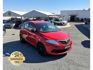 LANCIA YPSILON 1.0 HYBRID FIREFLY ECOCHIC
Immatricolato 2021, 999cc, 69Cv/51Kw, 71.000Km, 5porte/5posti, Euro6D.
*** Auto Idonea per Neopatentati ***
** Auto Unicoproprietario e IVA Deducibile **
Il prezzo proposto di euro 7.900,00 è legato alla promozione web che prevede un acquisto tramite finanziamento, Info in sede.
Il prezzo a Listino senza promo e senza vincoli è di euro 8.900,00.
Rimangono sempre esclusi i costi :
-del passaggio di proprietà pari ad euro 450,00
-messa su strada pari ad euro 300,00 che include l'attivazione della garanzia di 12 mesi completa, all' occorrenza controlli e/o tagliando completo preconsegna (olio,filtro olio, filtro aria e tutti i componenti necessari al ripristino), 12 mesi di garanzia estendibili a 24/36mesi in base al veicolo e copre i componenti non soggetti ad usura (dettagli in sede).
Di serie con : Motore a 3 cilindri in linea, cambio manuale a 6 rapporti, Abs, Esp, computer di bordo, Volante reg. in altezza, vetri e specchietti elettrici, fendinebbia, Climatizzatore manuale, Radio con lettore MP3, Servosterzo, Isofix, cerchi da 15†+ ruotino.
I NOSTRI SERVIZI :
-Acquisto diretto con pagamento immediato
-conto vendita
-vendita auto, moto e scooter usati e garantiti
-vendita veicoli d'epoca
-permuta auto con moto e viceversa
-noleggio breve e lungo termine
-finanziamenti personalizzati (rata costante,mini e maxi rate, leasing)
-assistenza post-vendita con società di garanzie e officine partner
-assicurazioni
-consulenze e stime per acquisti tra privati
VISITA il nostro sito internet: automotousateroma.it oppure scarica la nostra App: automotousateroma dall' Apple store o Play store per restare aggiornato sui nostri ultimi arrivi.
VIENI A TROVARCI PER VEDERE DAL VIVO QUESTO VEICOLO :
Auto Moto Usate Roma s.r.l.Via Appia Nuova 23, 00047, Marino (RM) (adiacente Sorelle Ramonda)
*************
HAI UNA PERMUTA?
compila il form sull'App o nel nostro sito automotousateroma.it
oppure inviaci foto e descrizione (modello anno km motore ...)
al nostro numero whatsapp : Cell. 366-6562866 o 351-4646876 Fisso 06-7215841 e-mail : info@automotousateroma.it
*************
La Auto Moto Usate Roma Srl declina ogni responsabilità per eventuali involontarie incongruenze che non rappresentano in alcun modo un impegno contrattuale e invitano i clienti a verificare sempre dal vivo la correttezza dei dati che potrebbero non coincidere con l’effettivo equipaggiamento del veicolo spesso dovuto alla incompatibilità dei dati trasmessi sulle varie piattaforme web. LANCIA YPSILON 1.0 HYBRID FIREFLY ECOCHIC
Immatricolato 2021, 999cc, 69Cv/51Kw, 71.000Km, 5porte/5posti, Euro6D.
*** Auto Idonea per Neopatentati ***
** Auto Unicoproprietario e IVA Deducibile **
Il prezzo proposto di euro 7.900,00 è legato alla promozione web che prevede un acquisto tramite finanziamento, Info in sede.
Il prezzo a Listino senza promo e senza vincoli è di euro 8.900,00.
Rimangono sempre esclusi i costi :
-del passaggio di proprietà pari ad euro 450,00
-messa su strada pari ad euro 300,00 che include l'attivazione della garanzia di 12 mesi completa, all' occorrenza controlli e/o tagliando completo preconsegna (olio,filtro olio, filtro aria e tutti i componenti necessari al ripristino), 12 mesi di garanzia estendibili a 24/36mesi in base al veicolo e copre i componenti non soggetti ad usura (dettagli in sede).
Di serie con : Motore a 3 cilindri in linea, cambio manuale a 6 rapporti, Abs, Esp, computer di bordo, Volante reg. in altezza, vetri e specchietti elettrici, fendinebbia, Climatizzatore manuale, Radio con lettore MP3, Servosterzo, Isofix, cerchi da 15†+ ruotino.
I NOSTRI SERVIZI :
-Acquisto diretto con pagamento immediato
-conto vendita
-vendita auto, moto e scooter usati e garantiti
-vendita veicoli d'epoca
-permuta auto con moto e viceversa
-noleggio breve e lungo termine
-finanziamenti personalizzati (rata costante,mini e maxi rate, leasing)
-assistenza post-vendita con società di garanzie e officine partner
-assicurazioni
-consulenze e stime per acquisti tra privati
VISITA il nostro sito internet: automotousateroma.it oppure scarica la nostra App: automotousateroma dall' Apple store o Play store per restare aggiornato sui nostri ultimi arrivi.
VIENI A TROVARCI PER VEDERE DAL VIVO QUESTO VEICOLO :
Auto Moto Usate Roma s.r.l.Via Appia Nuova 23, 00047, Marino (RM) (adiacente Sorelle Ramonda)
*************
HAI UNA PERMUTA?
compila il form sull'App o nel nostro sito automotousateroma.it
oppure inviaci foto e descrizione (modello anno km motore ...)
al nostro numero whatsapp : Cell. 366-6562866 o 351-4646876 Fisso 06-7215841 e-mail : info@automotousateroma.it
*************
La Auto Moto Usate Roma Srl declina ogni responsabilità per eventuali involontarie incongruenze che non rappresentano in alcun modo un impegno contrattuale e invitano i clienti a verificare sempre dal vivo la correttezza dei dati che potrebbero non coincidere con l’effettivo equipaggiamento del veicolo spesso dovuto alla incompatibilità dei dati trasmessi sulle varie piattaforme web.