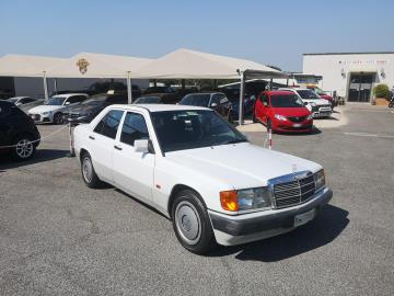 MERCEDES-BENZ E 190
Immatricolato 1991, 1797cc, 109Cv/80Kw, 114.000Km, 5porte/4posti.
*** Auto 2° proprietario e Km certificati ***
** Auto iscritta ASI **
Rimangono sempre esclusi i costi :
-del passaggio di proprietà pari ad euro 300,00
-messa su strada pari ad euro 300,00 che include controlli e/o tagliando completo preconsegna (olio,filtro olio, filtro aria ), kit gonfiaggio.
Di serie con : Motore a 4 cilindri in linea, trazione posteriore, cambio manuale a 5 rapporti, fendinebbia, servosterzo, stereo, interni in tessuto ben conservati, sedile regolabile.
I NOSTRI SERVIZI :
-Vendita auto usate e storiche, moto e scooter nuovi e usati garantiti
-Acquisto diretto con pagamento immediato o conto vendita
-Permuta auto con moto e viceversa
-Noleggio breve e lungo termine
-Assicurazioni e Finanziamenti personalizzati
-Assistenza post-vendita
-Accessori e antifurti per moto e auto
VISITA il nostro sito internet: automotousateroma.it oppure scarica la nostra App: automotousateroma dall' Apple store o Play store per restare aggiornato sui nostri ultimi arrivi.
VIENI A TROVARCI PER VEDERE DAL VIVO QUESTO VEICOLO :
Auto Moto Usate Roma s.r.l.Via Appia Nuova 23, 00047, Marino (RM) (adiacente Sorelle Ramonda)
*************
HAI UNA PERMUTA?
compila il form sull'App o nel nostro sito automotousateroma.it
oppure inviaci foto e descrizione (modello anno km motore ...)
al nostro numero whatsapp : Cell. 366-6562866 o 351-4646876 Fisso 06-7215841 e-mail : info@automotousateroma.it
*************
La Auto Moto Usate Roma Srl declina ogni responsabilità per eventuali involontarie incongruenze che non rappresentano in alcun modo un impegno contrattuale e invitano i clienti a verificare sempre dal vivo la correttezza dei dati che potrebbero non coincidere con l’effettivo equipaggiamento del veicolo spesso dovuto alla incompatibilità dei dati trasmessi sulle varie piattaforme web. MERCEDES-BENZ E 190
Immatricolato 1991, 1797cc, 109Cv/80Kw, 114.000Km, 5porte/4posti.
*** Auto 2° proprietario e Km certificati ***
** Auto iscritta ASI **
Rimangono sempre esclusi i costi :
-del passaggio di proprietà pari ad euro 300,00
-messa su strada pari ad euro 300,00 che include controlli e/o tagliando completo preconsegna (olio,filtro olio, filtro aria ), kit gonfiaggio.
Di serie con : Motore a 4 cilindri in linea, trazione posteriore, cambio manuale a 5 rapporti, fendinebbia, servosterzo, stereo, interni in tessuto ben conservati, sedile regolabile.
I NOSTRI SERVIZI :
-Vendita auto usate e storiche, moto e scooter nuovi e usati garantiti
-Acquisto diretto con pagamento immediato o conto vendita
-Permuta auto con moto e viceversa
-Noleggio breve e lungo termine
-Assicurazioni e Finanziamenti personalizzati
-Assistenza post-vendita
-Accessori e antifurti per moto e auto
VISITA il nostro sito internet: automotousateroma.it oppure scarica la nostra App: automotousateroma dall' Apple store o Play store per restare aggiornato sui nostri ultimi arrivi.
VIENI A TROVARCI PER VEDERE DAL VIVO QUESTO VEICOLO :
Auto Moto Usate Roma s.r.l.Via Appia Nuova 23, 00047, Marino (RM) (adiacente Sorelle Ramonda)
*************
HAI UNA PERMUTA?
compila il form sull'App o nel nostro sito automotousateroma.it
oppure inviaci foto e descrizione (modello anno km motore ...)
al nostro numero whatsapp : Cell. 366-6562866 o 351-4646876 Fisso 06-7215841 e-mail : info@automotousateroma.it
*************
La Auto Moto Usate Roma Srl declina ogni responsabilità per eventuali involontarie incongruenze che non rappresentano in alcun modo un impegno contrattuale e invitano i clienti a verificare sempre dal vivo la correttezza dei dati che potrebbero non coincidere con l’effettivo equipaggiamento del veicolo spesso dovuto alla incompatibilità dei dati trasmessi sulle varie piattaforme web.