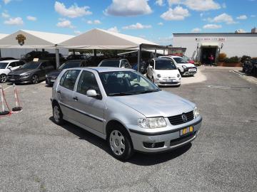 VOLKSWAGEN POLO 1.4 16V
Immatricolato 2001, 1390cc, 75Cv/55Kw, 170.000Km, 5porte/5posti, Euro4.
*** Auto 2° proprietario ***
** Auto idonea per Neopatentati **
Rimangono sempre esclusi i costi :
-del passaggio di proprietà pari ad euro 450,00
- Nella formula Outlet il veicolo viene venduto con la formula Visto e piaciuta, e con la conformità legale del mezzo.
Di serie con : Motore a 4 cilindri in linea, cambio manuale a 5 rapporti, Abs, fendinebbia, servosterzo, climatizzatore, stereo, interni in tessuto, sedile regolabile, cerchi da 14â€.
I NOSTRI SERVIZI :
-Vendita auto usate e storiche, moto e scooter nuovi e usati garantiti
-Acquisto diretto con pagamento immediato o conto vendita
-Permuta auto con moto e viceversa
-Noleggio breve e lungo termine
-Assicurazioni e Finanziamenti personalizzati
-Assistenza post-vendita
-Accessori e antifurti per moto e auto
VISITA il nostro sito internet: automotousateroma.it oppure scarica la nostra App: automotousateroma dall' Apple store o Play store per restare aggiornato sui nostri ultimi arrivi.
VIENI A TROVARCI PER VEDERE DAL VIVO QUESTO VEICOLO :
Auto Moto Usate Roma s.r.l.Via Appia Nuova 23, 00047, Marino (RM) (adiacente Sorelle Ramonda)
*************
HAI UNA PERMUTA?
compila il form sull'App o nel nostro sito automotousateroma.it
oppure inviaci foto e descrizione (modello anno km motore ...)
al nostro numero whatsapp : Cell. 366-6562866 o 351-4646876 Fisso 06-7215841 e-mail : info@automotousateroma.it
*************
La Auto Moto Usate Roma Srl declina ogni responsabilità per eventuali involontarie incongruenze che non rappresentano in alcun modo un impegno contrattuale e invitano i clienti a verificare sempre dal vivo la correttezza dei dati che potrebbero non coincidere con l’effettivo equipaggiamento del veicolo spesso dovuto alla incompatibilità dei dati trasmessi sulle varie piattaforme web. VOLKSWAGEN POLO 1.4 16V
Immatricolato 2001, 1390cc, 75Cv/55Kw, 170.000Km, 5porte/5posti, Euro4.
*** Auto 2° proprietario ***
** Auto idonea per Neopatentati **
Rimangono sempre esclusi i costi :
-del passaggio di proprietà pari ad euro 450,00
- Nella formula Outlet il veicolo viene venduto con la formula Visto e piaciuta, e con la conformità legale del mezzo.
Di serie con : Motore a 4 cilindri in linea, cambio manuale a 5 rapporti, Abs, fendinebbia, servosterzo, climatizzatore, stereo, interni in tessuto, sedile regolabile, cerchi da 14â€.
I NOSTRI SERVIZI :
-Vendita auto usate e storiche, moto e scooter nuovi e usati garantiti
-Acquisto diretto con pagamento immediato o conto vendita
-Permuta auto con moto e viceversa
-Noleggio breve e lungo termine
-Assicurazioni e Finanziamenti personalizzati
-Assistenza post-vendita
-Accessori e antifurti per moto e auto
VISITA il nostro sito internet: automotousateroma.it oppure scarica la nostra App: automotousateroma dall' Apple store o Play store per restare aggiornato sui nostri ultimi arrivi.
VIENI A TROVARCI PER VEDERE DAL VIVO QUESTO VEICOLO :
Auto Moto Usate Roma s.r.l.Via Appia Nuova 23, 00047, Marino (RM) (adiacente Sorelle Ramonda)
*************
HAI UNA PERMUTA?
compila il form sull'App o nel nostro sito automotousateroma.it
oppure inviaci foto e descrizione (modello anno km motore ...)
al nostro numero whatsapp : Cell. 366-6562866 o 351-4646876 Fisso 06-7215841 e-mail : info@automotousateroma.it
*************
La Auto Moto Usate Roma Srl declina ogni responsabilità per eventuali involontarie incongruenze che non rappresentano in alcun modo un impegno contrattuale e invitano i clienti a verificare sempre dal vivo la correttezza dei dati che potrebbero non coincidere con l’effettivo equipaggiamento del veicolo spesso dovuto alla incompatibilità dei dati trasmessi sulle varie piattaforme web.