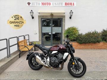 Rivenditore autorizzato di : Piaggio, Vespa, Sym, QJ Motor, Italjet, Tvs Motor, Alza Italia. Trattiamo usato Honda, Yamaha, Kawasaki, Suzuki, Aprilia, Benelli, Ducati, Moto Guzzi, Moto Morini, BMW, KTM, Triumph, Royal Enfield, Harley-Davidson, Indian, CFMOTO, Voge, Kymco, Peugeot
HONDA CB 1000 R
Immatricolato 2024, 998cc, 145Cv 107Kw, 17.760Km, Euro5.
*** Moto in Garanzia Ufficiale fino al 2030 ***
Il prezzo proposto di euro 8.900,00 è legato alla promozione web che prevede un acquisto tramite finanziamento, Info in sede.
Il prezzo a Listino senza promo e senza vincoli è di euro 9.900,00.
Rimangono sempre esclusi i costi :
-del passaggio di proprietà pari ad euro 200,00
-messa su strada pari ad euro 200,00 che include l'attivazione della garanzia di 12 mesi completa, all' occorrenza controlli e o tagliando completo preconsegna (olio,filtro olio, filtro aria e tutti i componenti necessari al ripristino), 12 mesi di garanzia estendibili a 24 36mesi in base al veicolo e copre i componenti non soggetti ad usura (dettagli in sede).
Di serie con : Motore 4 cilindri in linea, cambio a 6 rapporti, Abs, raffreddamento a Liquido, 4 Mappature motore Sport Rain Standard User, Forcella Showa a steli rovesciati SFF-BP regolabile, Monoammortizzatore Showa regolabile, disco freno anteriore da 310mm e da 256mm al posteriore, cerchi da 17â€.
I NOSTRI SERVIZI :
-Vendita auto usate e storiche, moto e scooter nuovi e usati garantiti -Acquisto diretto con pagamento immediato o conto vendita -Permuta auto con moto e viceversa -Noleggio breve e lungo termine -Assicurazioni e Finanziamenti personalizzati -Assistenza post-vendita -Accessori e antifurti per moto e auto
VISITA il nostro sito internet: automotousateroma.it oppure scarica la nostra App: automotousateroma dall' Apple store o Play store per restare aggiornato sui nostri ultimi arrivi.
VIENI A TROVARCI PER VEDERE DAL VIVO QUESTO VEICOLO :
Auto Moto Usate Roma s.r.l.Via Appia Nuova 23, 00047, Marino (RM) (adiacente Sorelle Ramonda)
*************
HAI UNA PERMUTA?
compila il form sull'App o nel nostro sito automotousateroma.it
oppure inviaci foto e descrizione (modello anno km motore ...)
al nostro numero whatsapp : Cell. 366-6562866 o 351-4646876 Fisso 06-7215841 e-mail : info@automotousateroma.it
*************
La Auto Moto Usate Roma Srl declina ogni responsabilità per eventuali involontarie incongruenze che non rappresentano in alcun modo un impegno contrattuale e invitano i clienti a verificare sempre dal vivo la correttezza dei dati che potrebbero non coincidere con l’effettivo equipaggiamento del veicolo spesso dovuto alla incompatibilità dei dati trasmessi sulle varie piattaforme web.
Rivenditore autorizzato di : Piaggio, Vespa, Sym, QJ Motor, Italjet, Tvs Motor, Alza Italia. Trattiamo usato Honda, Yamaha, Kawasaki, Suzuki, Aprilia, Benelli, Ducati, Moto Guzzi, Moto Morini, BMW, KTM, Triumph, Royal Enfield, Harley-Davidson, Indian, CFMOTO, Voge, Kymco, Peugeot
HONDA CB 1000 R
Immatricolato 2024, 998cc, 145Cv 107Kw, 17.760Km, Euro5.
*** Moto in Garanzia Ufficiale fino al 2030 ***
Il prezzo proposto di euro 8.900,00 è legato alla promozione web che prevede un acquisto tramite finanziamento, Info in sede.
Il prezzo a Listino senza promo e senza vincoli è di euro 9.900,00.
Rimangono sempre esclusi i costi :
-del passaggio di proprietà pari ad euro 200,00
-messa su strada pari ad euro 200,00 che include l'attivazione della garanzia di 12 mesi completa, all' occorrenza controlli e o tagliando completo preconsegna (olio,filtro olio, filtro aria e tutti i componenti necessari al ripristino), 12 mesi di garanzia estendibili a 24 36mesi in base al veicolo e copre i componenti non soggetti ad usura (dettagli in sede).
Di serie con : Motore 4 cilindri in linea, cambio a 6 rapporti, Abs, raffreddamento a Liquido, 4 Mappature motore Sport Rain Standard User, Forcella Showa a steli rovesciati SFF-BP regolabile, Monoammortizzatore Showa regolabile, disco freno anteriore da 310mm e da 256mm al posteriore, cerchi da 17â€.
I NOSTRI SERVIZI :
-Vendita auto usate e storiche, moto e scooter nuovi e usati garantiti -Acquisto diretto con pagamento immediato o conto vendita -Permuta auto con moto e viceversa -Noleggio breve e lungo termine -Assicurazioni e Finanziamenti personalizzati -Assistenza post-vendita -Accessori e antifurti per moto e auto
VISITA il nostro sito internet: automotousateroma.it oppure scarica la nostra App: automotousateroma dall' Apple store o Play store per restare aggiornato sui nostri ultimi arrivi.
VIENI A TROVARCI PER VEDERE DAL VIVO QUESTO VEICOLO :
Auto Moto Usate Roma s.r.l.Via Appia Nuova 23, 00047, Marino (RM) (adiacente Sorelle Ramonda)
*************
HAI UNA PERMUTA?
compila il form sull'App o nel nostro sito automotousateroma.it
oppure inviaci foto e descrizione (modello anno km motore ...)
al nostro numero whatsapp : Cell. 366-6562866 o 351-4646876 Fisso 06-7215841 e-mail : info@automotousateroma.it
*************
La Auto Moto Usate Roma Srl declina ogni responsabilità per eventuali involontarie incongruenze che non rappresentano in alcun modo un impegno contrattuale e invitano i clienti a verificare sempre dal vivo la correttezza dei dati che potrebbero non coincidere con l’effettivo equipaggiamento del veicolo spesso dovuto alla incompatibilità dei dati trasmessi sulle varie piattaforme web.