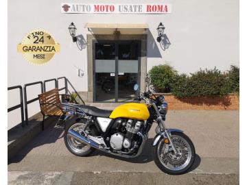 Rivenditore autorizzato di : Piaggio, Vespa, Sym, QJ Motor, Italjet, Tvs Motor, Alza Italia. Trattiamo usato Honda, Yamaha, Kawasaki, Suzuki, Aprilia, Benelli, Ducati, Moto Guzzi, Moto Morini, BMW, KTM, Triumph, Royal Enfield, Harley-Davidson, Indian, CFMOTO, Voge, Kymco, Peugeot
HONDA CB 1100 XE
Immatricolato 2018, 1140cc, 90Cv/66Kw, 400Km, Euro4.
*** Moto Unicoproprietario ***
Il prezzo proposto di euro 8.900,00 è legato alla promozione web che prevede un acquisto tramite finanziamento, Info in sede.
Il prezzo a Listino senza promo e senza vincoli è di euro 9.400,00.
Rimangono sempre esclusi i costi :
-del passaggio di proprietà pari ad euro 200,00
-messa su strada pari ad euro 300,00 che include l'attivazione della garanzia di 12 mesi completa, all' occorrenza controlli e/o tagliando completo preconsegna (olio,filtro olio, filtro aria e tutti i componenti necessari al ripristino), 12 mesi di garanzia estendibili a 24/36mesi in base al veicolo e copre i componenti non soggetti ad usura (dettagli in sede).
Di serie con : Motore a 4 cilindrici in linea, cambio manuale a 6 rapporti, Abs, raffreddamento ad Aria/Olio, Forcella telescopica Showa Dual Bending Valve (SDBV) con steli da 41 mm regolabile nel precarico molle, Sospensione posteriore Due ammortizzatori Showa regolabili nel precarico molle, doppio freno a disco da 296mm anteriori e da 256mm al posteriore, cerchi a raggi da 18â€.
Accessoriato con : Paramotore, staffa porta pacchi, faro a Led.
I NOSTRI SERVIZI :
-Vendita auto usate e storiche, moto e scooter nuovi e usati garantiti
-Acquisto diretto con pagamento immediato o conto vendita
-Permuta auto con moto e viceversa
-Noleggio breve e lungo termine
-Assicurazioni e Finanziamenti personalizzati
-Assistenza post-vendita
-Accessori e antifurti per moto e auto
VISITA il nostro sito internet: automotousateroma.it oppure scarica la nostra App: automotousateroma dall' Apple store o Play store per restare aggiornato sui nostri ultimi arrivi.
VIENI A TROVARCI PER VEDERE DAL VIVO QUESTO VEICOLO :
Auto Moto Usate Roma s.r.l.Via Appia Nuova 23, 00047, Marino (RM) (adiacente Sorelle Ramonda)
*************
HAI UNA PERMUTA?
compila il form sull'App o nel nostro sito automotousateroma.it
oppure inviaci foto e descrizione (modello anno km motore ...)
al nostro numero whatsapp : Cell. 366-6562866 o 351-4646876 Fisso 06-7215841 e-mail : info@automotousateroma.it
*************
La Auto Moto Usate Roma Srl declina ogni responsabilità per eventuali involontarie incongruenze che non rappresentano in alcun modo un impegno contrattuale e invitano i clienti a verificare sempre dal vivo la correttezza dei dati che potrebbero non coincidere con l’effettivo equipaggiamento del veicolo spesso dovuto alla incompatibilità dei dati trasmessi sulle varie piattaforme web. Rivenditore autorizzato di : Piaggio, Vespa, Sym, QJ Motor, Italjet, Tvs Motor, Alza Italia. Trattiamo usato Honda, Yamaha, Kawasaki, Suzuki, Aprilia, Benelli, Ducati, Moto Guzzi, Moto Morini, BMW, KTM, Triumph, Royal Enfield, Harley-Davidson, Indian, CFMOTO, Voge, Kymco, Peugeot
HONDA CB 1100 XE
Immatricolato 2018, 1140cc, 90Cv/66Kw, 400Km, Euro4.
*** Moto Unicoproprietario ***
Il prezzo proposto di euro 8.900,00 è legato alla promozione web che prevede un acquisto tramite finanziamento, Info in sede.
Il prezzo a Listino senza promo e senza vincoli è di euro 9.400,00.
Rimangono sempre esclusi i costi :
-del passaggio di proprietà pari ad euro 200,00
-messa su strada pari ad euro 300,00 che include l'attivazione della garanzia di 12 mesi completa, all' occorrenza controlli e/o tagliando completo preconsegna (olio,filtro olio, filtro aria e tutti i componenti necessari al ripristino), 12 mesi di garanzia estendibili a 24/36mesi in base al veicolo e copre i componenti non soggetti ad usura (dettagli in sede).
Di serie con : Motore a 4 cilindrici in linea, cambio manuale a 6 rapporti, Abs, raffreddamento ad Aria/Olio, Forcella telescopica Showa Dual Bending Valve (SDBV) con steli da 41 mm regolabile nel precarico molle, Sospensione posteriore Due ammortizzatori Showa regolabili nel precarico molle, doppio freno a disco da 296mm anteriori e da 256mm al posteriore, cerchi a raggi da 18â€.
Accessoriato con : Paramotore, staffa porta pacchi, faro a Led.
I NOSTRI SERVIZI :
-Vendita auto usate e storiche, moto e scooter nuovi e usati garantiti
-Acquisto diretto con pagamento immediato o conto vendita
-Permuta auto con moto e viceversa
-Noleggio breve e lungo termine
-Assicurazioni e Finanziamenti personalizzati
-Assistenza post-vendita
-Accessori e antifurti per moto e auto
VISITA il nostro sito internet: automotousateroma.it oppure scarica la nostra App: automotousateroma dall' Apple store o Play store per restare aggiornato sui nostri ultimi arrivi.
VIENI A TROVARCI PER VEDERE DAL VIVO QUESTO VEICOLO :
Auto Moto Usate Roma s.r.l.Via Appia Nuova 23, 00047, Marino (RM) (adiacente Sorelle Ramonda)
*************
HAI UNA PERMUTA?
compila il form sull'App o nel nostro sito automotousateroma.it
oppure inviaci foto e descrizione (modello anno km motore ...)
al nostro numero whatsapp : Cell. 366-6562866 o 351-4646876 Fisso 06-7215841 e-mail : info@automotousateroma.it
*************
La Auto Moto Usate Roma Srl declina ogni responsabilità per eventuali involontarie incongruenze che non rappresentano in alcun modo un impegno contrattuale e invitano i clienti a verificare sempre dal vivo la correttezza dei dati che potrebbero non coincidere con l’effettivo equipaggiamento del veicolo spesso dovuto alla incompatibilità dei dati trasmessi sulle varie piattaforme web.