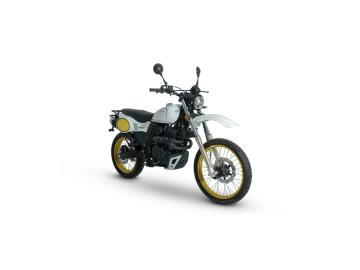 NUOVA GAMMA SWM SILVER VASE 650 & 650 T Doppia Anima Scrambler
Il fascino intramontabile delle Scrambler incontra la versatilità moderna.
SWM Silver Vase 650 la moto ideale per chi cerca uno stile rétro autentico senza rinunciare all'affidabilità contemporanea.
Che tu cerchi l'essenzialità della Scrambler pura o lo spirito d'avventura della versione Turismo, abbiamo la risposta che fa per te.
SWM Silver Vase 650 (La Scrambler Pura)
Il classico intramontabile. Linee pulite, cerchi a raggi e il leggendario doppio scarico alto laterale che definisce la vera estetica regolarità anni '70. Perfetta per la città , le gite fuori porta e lo sterrato leggero. Un'icona di stile agile e scattante.
SWM Silver Vase 650 T (L'Anima NUOVA GAMMA SWM SILVER VASE 650 & 650 T Doppia Anima Scrambler
Il fascino intramontabile delle Scrambler incontra la versatilità moderna.
SWM Silver Vase 650 la moto ideale per chi cerca uno stile rétro autentico senza rinunciare all'affidabilità contemporanea.
Che tu cerchi l'essenzialità della Scrambler pura o lo spirito d'avventura della versione Turismo, abbiamo la risposta che fa per te.
SWM Silver Vase 650 (La Scrambler Pura)
Il classico intramontabile. Linee pulite, cerchi a raggi e il leggendario doppio scarico alto laterale che definisce la vera estetica regolarità anni '70. Perfetta per la città , le gite fuori porta e lo sterrato leggero. Un'icona di stile agile e scattante.
SWM Silver Vase 650 T (L'Anima