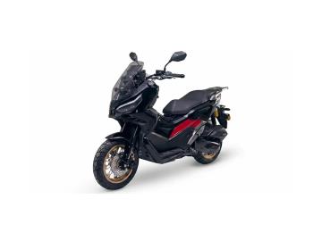 NUOVO SWM VENTURO 125!
Sali a bordo del nuovissimo SWM Venturo 125! Il crossover compatto dal design muscoloso, robusto e squadrato, pensato per chi vuole dominare il traffico cittadino e non vuole fermarsi quando l'asfalto finisce.
SCHEDA TECNICA IN SINTESI:
Condizioni: Nuovo da immatricolare
Motore: Monocilindrico 4 tempi, 124,7 cc, Bialbero a 4 valvole, raffreddato a liquido
Potenza: 12 CV (8,8 kW) Omologazione: Euro 5+
Altezza Sella: 810 mm
Peso a secco: Solo 130 kg
PUNTI DI FORZA:
Anima Adventure: Linee aggressive da crossover, scudo ampio e protettivo con parabrezza integrato e pneumatici leggermente tassellati montati su ruote a raggi anteriore da 14 e posteriore da 13 .
Ciclistica: Robusta forcella telescopica a steli rovesciati all'anteriore e doppio ammortizzatore posteriore regolabile con escursione generosa (127 mm) per il massimo comfort anche in coppia.
Sistema Start Stop: Tecnologia integrata per spegnere il motore ai semafori, azzerando i consumi in città e abbattendo le emissioni.
Smart Key: Tieni le chiavi comodamente in tasca, lo scooter si accende con un semplice tasto.
Cruscotto Premium TFT: Display digitale a colori multifunzione dotato di presa USB per ricaricare lo smartphone in movimento.
Luci Full LED: Gruppo ottico anteriore e posteriore full LED con luci diurne DRL per una visibilità e una sicurezza totale anche di notte.
Frenata Combinata (CBS): Doppio freno a disco 240 mm anteriore 220 mm posteriore.
PREZZO E DETTAGLI ECONOMICI:
Prezzo di listino: € 3.190 f.c. + 350€ Immatricolazione
Garanzia: 2 anni di garanzia ufficiale della casa madre SWM.
Finanziamento Personalizzato: Possibilità di formule flessibili con minirate o formula Anticipo Zero .
I NOSTRI SERVIZI :
-Acquisto diretto con pagamento immediato
-conto vendita
-vendita auto, moto e scooter usati e garantiti
-vendita veicoli d'epoca
-permuta auto con moto e viceversa
-noleggio breve e lungo termine
-finanziamenti personalizzati (rata costante,mini e maxi rate, leasing)
-assistenza post-vendita con società di garanzie e officine partner
-assicurazioni
VISITA il nostro sito internet: automotousateroma.it oppure scarica la nostra App: automotousateroma dall' Apple store o Play store per restare aggiornato sui nostri ultimi arrivi.
VIENI A TROVARCI PER VEDERE DAL VIVO QUESTO VEICOLO : Auto Moto Usate Roma s.r.l.Via Appia Nuova 23, 00047, Marino (RM) (adiacente Sorelle Ramonda).
HAI UNA PERMUTA? compila il form sull'App o nel nostro sito automotousateroma.it oppure inviaci foto e descrizione (modello anno km motore ...) al nostro numero whatsapp : Cell. 366-6562866 o 351-4646876 Fisso 06-7215841 e-mail : info@automotousateroma.it
La Auto Moto Usate Roma Srl declina ogni responsabilità per eventuali involontarie incongruenze che non rappresentano in alcun modo un impegno contrattuale e invitano i clienti a verificare sempre dal vivo la correttezza dei dati. NUOVO SWM VENTURO 125!
Sali a bordo del nuovissimo SWM Venturo 125! Il crossover compatto dal design muscoloso, robusto e squadrato, pensato per chi vuole dominare il traffico cittadino e non vuole fermarsi quando l'asfalto finisce.
SCHEDA TECNICA IN SINTESI:
Condizioni: Nuovo da immatricolare
Motore: Monocilindrico 4 tempi, 124,7 cc, Bialbero a 4 valvole, raffreddato a liquido
Potenza: 12 CV (8,8 kW) Omologazione: Euro 5+
Altezza Sella: 810 mm
Peso a secco: Solo 130 kg
PUNTI DI FORZA:
Anima Adventure: Linee aggressive da crossover, scudo ampio e protettivo con parabrezza integrato e pneumatici leggermente tassellati montati su ruote a raggi anteriore da 14 e posteriore da 13 .
Ciclistica: Robusta forcella telescopica a steli rovesciati all'anteriore e doppio ammortizzatore posteriore regolabile con escursione generosa (127 mm) per il massimo comfort anche in coppia.
Sistema Start Stop: Tecnologia integrata per spegnere il motore ai semafori, azzerando i consumi in città e abbattendo le emissioni.
Smart Key: Tieni le chiavi comodamente in tasca, lo scooter si accende con un semplice tasto.
Cruscotto Premium TFT: Display digitale a colori multifunzione dotato di presa USB per ricaricare lo smartphone in movimento.
Luci Full LED: Gruppo ottico anteriore e posteriore full LED con luci diurne DRL per una visibilità e una sicurezza totale anche di notte.
Frenata Combinata (CBS): Doppio freno a disco 240 mm anteriore 220 mm posteriore.
PREZZO E DETTAGLI ECONOMICI:
Prezzo di listino: € 3.190 f.c. + 350€ Immatricolazione
Garanzia: 2 anni di garanzia ufficiale della casa madre SWM.
Finanziamento Personalizzato: Possibilità di formule flessibili con minirate o formula Anticipo Zero .
I NOSTRI SERVIZI :
-Acquisto diretto con pagamento immediato
-conto vendita
-vendita auto, moto e scooter usati e garantiti
-vendita veicoli d'epoca
-permuta auto con moto e viceversa
-noleggio breve e lungo termine
-finanziamenti personalizzati (rata costante,mini e maxi rate, leasing)
-assistenza post-vendita con società di garanzie e officine partner
-assicurazioni
VISITA il nostro sito internet: automotousateroma.it oppure scarica la nostra App: automotousateroma dall' Apple store o Play store per restare aggiornato sui nostri ultimi arrivi.
VIENI A TROVARCI PER VEDERE DAL VIVO QUESTO VEICOLO : Auto Moto Usate Roma s.r.l.Via Appia Nuova 23, 00047, Marino (RM) (adiacente Sorelle Ramonda).
HAI UNA PERMUTA? compila il form sull'App o nel nostro sito automotousateroma.it oppure inviaci foto e descrizione (modello anno km motore ...) al nostro numero whatsapp : Cell. 366-6562866 o 351-4646876 Fisso 06-7215841 e-mail : info@automotousateroma.it
La Auto Moto Usate Roma Srl declina ogni responsabilità per eventuali involontarie incongruenze che non rappresentano in alcun modo un impegno contrattuale e invitano i clienti a verificare sempre dal vivo la correttezza dei dati.