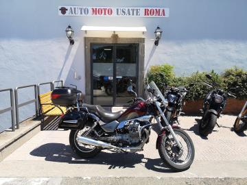 Rivenditore autorizzato di : Piaggio, Vespa, Sym, QJ Motor, Italjet, Tvs Motor, Alza Italia. Trattiamo usato Honda, Yamaha, Kawasaki, Suzuki, Aprilia, Benelli, Ducati, Moto Guzzi, Moto Morini, BMW, KTM, Triumph, Royal Enfield, Harley-Davidson, Indian, CFMOTO, Voge, Kymco, Peugeot
MOTO GUZZI NEVADA 750
Immatricolato 2002, 744cc, Cv/34Kw, 29.000Km.
Rimangono sempre esclusi i costi :
-del passaggio di proprietà pari ad euro 200,00
- Nella formula Outlet il veicolo viene venduto con la formula Visto e piaciuta, e con la conformità legale del mezzo.
Di serie con: Motore Bicilindrico a V, cambio manuale a 5 rapporti, raffreddamento ad Aria, alimentazione a Carburatori, doppio cavalletto, trasmissione finale a Cardano, impianto frenante Brembo con freni a disco da 320mm anteriore e da 260mm al posteriore, cerchi a Raggi da 18†anteriore e da 16†posteriore.
Accessoriato con: Tris di valigie, cupolino e paramotore.
I NOSTRI SERVIZI :
-Vendita auto usate e storiche, moto e scooter nuovi e usati garantiti
-Acquisto diretto con pagamento immediato o conto vendita
-Permuta auto con moto e viceversa
-Noleggio breve e lungo termine
-Assicurazioni e Finanziamenti personalizzati
-Assistenza post-vendita
-Accessori e antifurti per moto e auto
VISITA il nostro sito internet: automotousateroma.it oppure scarica la nostra App: automotousateroma dall' Apple store o Play store per restare aggiornato sui nostri ultimi arrivi.
VIENI A TROVARCI PER VEDERE DAL VIVO QUESTO VEICOLO :
Auto Moto Usate Roma s.r.l.Via Appia Nuova 23, 00047, Marino (RM) (adiacente Sorelle Ramonda)
*************
HAI UNA PERMUTA?
compila il form sull'App o nel nostro sito automotousateroma.it
oppure inviaci foto e descrizione (modello anno km motore ...)
al nostro numero whatsapp : Cell. 366-6562866 o 351-4646876 Fisso 06-7215841 e-mail : info@automotousateroma.it
*************
La Auto Moto Usate Roma Srl declina ogni responsabilità per eventuali involontarie incongruenze che non rappresentano in alcun modo un impegno contrattuale e invitano i clienti a verificare sempre dal vivo la correttezza dei dati che potrebbero non coincidere con l’effettivo equipaggiamento del veicolo spesso dovuto alla incompatibilità dei dati trasmessi sulle varie piattaforme web. Rivenditore autorizzato di : Piaggio, Vespa, Sym, QJ Motor, Italjet, Tvs Motor, Alza Italia. Trattiamo usato Honda, Yamaha, Kawasaki, Suzuki, Aprilia, Benelli, Ducati, Moto Guzzi, Moto Morini, BMW, KTM, Triumph, Royal Enfield, Harley-Davidson, Indian, CFMOTO, Voge, Kymco, Peugeot
MOTO GUZZI NEVADA 750
Immatricolato 2002, 744cc, Cv/34Kw, 29.000Km.
Rimangono sempre esclusi i costi :
-del passaggio di proprietà pari ad euro 200,00
- Nella formula Outlet il veicolo viene venduto con la formula Visto e piaciuta, e con la conformità legale del mezzo.
Di serie con: Motore Bicilindrico a V, cambio manuale a 5 rapporti, raffreddamento ad Aria, alimentazione a Carburatori, doppio cavalletto, trasmissione finale a Cardano, impianto frenante Brembo con freni a disco da 320mm anteriore e da 260mm al posteriore, cerchi a Raggi da 18†anteriore e da 16†posteriore.
Accessoriato con: Tris di valigie, cupolino e paramotore.
I NOSTRI SERVIZI :
-Vendita auto usate e storiche, moto e scooter nuovi e usati garantiti
-Acquisto diretto con pagamento immediato o conto vendita
-Permuta auto con moto e viceversa
-Noleggio breve e lungo termine
-Assicurazioni e Finanziamenti personalizzati
-Assistenza post-vendita
-Accessori e antifurti per moto e auto
VISITA il nostro sito internet: automotousateroma.it oppure scarica la nostra App: automotousateroma dall' Apple store o Play store per restare aggiornato sui nostri ultimi arrivi.
VIENI A TROVARCI PER VEDERE DAL VIVO QUESTO VEICOLO :
Auto Moto Usate Roma s.r.l.Via Appia Nuova 23, 00047, Marino (RM) (adiacente Sorelle Ramonda)
*************
HAI UNA PERMUTA?
compila il form sull'App o nel nostro sito automotousateroma.it
oppure inviaci foto e descrizione (modello anno km motore ...)
al nostro numero whatsapp : Cell. 366-6562866 o 351-4646876 Fisso 06-7215841 e-mail : info@automotousateroma.it
*************
La Auto Moto Usate Roma Srl declina ogni responsabilità per eventuali involontarie incongruenze che non rappresentano in alcun modo un impegno contrattuale e invitano i clienti a verificare sempre dal vivo la correttezza dei dati che potrebbero non coincidere con l’effettivo equipaggiamento del veicolo spesso dovuto alla incompatibilità dei dati trasmessi sulle varie piattaforme web.
