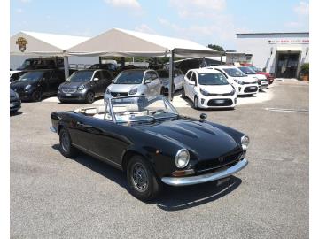 FIAT 124 SPIDER SPORT (BS1)
Immatricolato 1971, 1608cc, 110Cv 82Kw, 70.000Km.
*** Vettura iscritta Asi ***
Rimangono sempre esclusi i costi :
-del passaggio di proprietà pari ad euro 300,00
Di serie con: Motore a 4 cilindri aspirato, cambio a 5 rapporti, Alimentazione Carburatore doppio corpo, trazione posteriore, Radio, sedili in pelle, cappotta in tinta ai sedili, Freni Anteriori e posteriori a disco, cerchi in lega da 13“.
I NOSTRI SERVIZI :
-Vendita auto usate e storiche, moto e scooter nuovi e usati garantiti -Acquisto diretto con pagamento immediato o conto vendita -Permuta auto con moto e viceversa -Noleggio breve e lungo termine -Assicurazioni e Finanziamenti personalizzati -Assistenza post-vendita -Accessori e antifurti per moto e auto
VISITA il nostro sito internet: automotousateroma.it oppure scarica la nostra App: automotousateroma dall' Apple store o Play store per restare aggiornato sui nostri ultimi arrivi.
VIENI A TROVARCI PER VEDERE DAL VIVO QUESTO VEICOLO :
Auto Moto Usate Roma s.r.l.Via Appia Nuova 23, 00047, Marino (RM) (adiacente Sorelle Ramonda)
*************
HAI UNA PERMUTA?
compila il form sull'App o nel nostro sito automotousateroma.it
oppure inviaci foto e descrizione (modello anno km motore ...)
al nostro numero whatsapp : Cell. 366-6562866 o 351-4646876 Fisso 06-7215841 e-mail : info@automotousateroma.it
*************
La Auto Moto Usate Roma Srl declina ogni responsabilità per eventuali involontarie incongruenze che non rappresentano in alcun modo un impegno contrattuale e invitano i clienti a verificare sempre dal vivo la correttezza dei dati che potrebbero non coincidere con l’effettivo equipaggiamento del veicolo spesso dovuto alla incompatibilità dei dati trasmessi sulle varie piattaforme web. FIAT 124 SPIDER SPORT (BS1)
Immatricolato 1971, 1608cc, 110Cv 82Kw, 70.000Km.
*** Vettura iscritta Asi ***
Rimangono sempre esclusi i costi :
-del passaggio di proprietà pari ad euro 300,00
Di serie con: Motore a 4 cilindri aspirato, cambio a 5 rapporti, Alimentazione Carburatore doppio corpo, trazione posteriore, Radio, sedili in pelle, cappotta in tinta ai sedili, Freni Anteriori e posteriori a disco, cerchi in lega da 13“.
I NOSTRI SERVIZI :
-Vendita auto usate e storiche, moto e scooter nuovi e usati garantiti -Acquisto diretto con pagamento immediato o conto vendita -Permuta auto con moto e viceversa -Noleggio breve e lungo termine -Assicurazioni e Finanziamenti personalizzati -Assistenza post-vendita -Accessori e antifurti per moto e auto
VISITA il nostro sito internet: automotousateroma.it oppure scarica la nostra App: automotousateroma dall' Apple store o Play store per restare aggiornato sui nostri ultimi arrivi.
VIENI A TROVARCI PER VEDERE DAL VIVO QUESTO VEICOLO :
Auto Moto Usate Roma s.r.l.Via Appia Nuova 23, 00047, Marino (RM) (adiacente Sorelle Ramonda)
*************
HAI UNA PERMUTA?
compila il form sull'App o nel nostro sito automotousateroma.it
oppure inviaci foto e descrizione (modello anno km motore ...)
al nostro numero whatsapp : Cell. 366-6562866 o 351-4646876 Fisso 06-7215841 e-mail : info@automotousateroma.it
*************
La Auto Moto Usate Roma Srl declina ogni responsabilità per eventuali involontarie incongruenze che non rappresentano in alcun modo un impegno contrattuale e invitano i clienti a verificare sempre dal vivo la correttezza dei dati che potrebbero non coincidere con l’effettivo equipaggiamento del veicolo spesso dovuto alla incompatibilità dei dati trasmessi sulle varie piattaforme web.