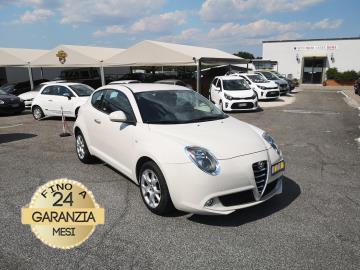 ALFA ROMEO MITO 1.4 S&S RACER
Immatricolato 2016, 1368cc, 78Cv/57Kw, 148.000Km, 3porte/4posti, Euo6.
*** Auto idonea per Neopatentati ***
Rimangono sempre esclusi i costi :
-del passaggio di proprietà pari ad euro 450,00
-messa su strada pari ad euro 300,00 che include l'attivazione della garanzia di 12 mesi completa, all'occorrenza controlli e/o tagliando completo preconsegna (olio,filtro olio, filtro aria e tutti i componenti necessari al ripristino ivi compresi kit distribuzione), kit gonfiaggio, 12 mesi di garanzia estendibili a 24/36mesi in base al veicolo e copre i componenti non soggetti ad usura (dettagli in sede).
Di serie con: Motore 4 cilindri, cambio manuale a 6 rapporti, Abs, Airbag, computer di bordo, volante in pelle con comandi, S&S, cruise control, vetri e specchietti elettrici, bracciolo, climatizzatore automatico Bi-zona, radio, fendinebbia, isofix, cerchi da 16“ + ruotino.
I NOSTRI SERVIZI :
-Vendita auto usate e storiche, moto e scooter nuovi e usati garantiti
-Acquisto diretto con pagamento immediato o conto vendita
-Permuta auto con moto e viceversa
-Noleggio breve e lungo termine
-Assicurazioni e Finanziamenti personalizzati
-Assistenza post-vendita
-Accessori e antifurti per moto e auto
VISITA il nostro sito internet: automotousateroma.it oppure scarica la nostra App: automotousateroma dall' Apple store o Play store per restare aggiornato sui nostri ultimi arrivi.
VIENI A TROVARCI PER VEDERE DAL VIVO QUESTO VEICOLO :
Auto Moto Usate Roma s.r.l.Via Appia Nuova 23, 00047, Marino (RM) (adiacente Sorelle Ramonda)
*************
HAI UNA PERMUTA?
compila il form sull'App o nel nostro sito automotousateroma.it
oppure inviaci foto e descrizione (modello anno km motore ...)
al nostro numero whatsapp : Cell. 366-6562866 o 351-4646876 Fisso 06-7215841 e-mail : info@automotousateroma.it
*************
La Auto Moto Usate Roma Srl declina ogni responsabilità per eventuali involontarie incongruenze che non rappresentano in alcun modo un impegno contrattuale e invitano i clienti a verificare sempre dal vivo la correttezza dei dati che potrebbero non coincidere con l’effettivo equipaggiamento del veicolo spesso dovuto alla incompatibilità dei dati trasmessi sulle varie piattaforme web. ALFA ROMEO MITO 1.4 S&S RACER
Immatricolato 2016, 1368cc, 78Cv/57Kw, 148.000Km, 3porte/4posti, Euo6.
*** Auto idonea per Neopatentati ***
Rimangono sempre esclusi i costi :
-del passaggio di proprietà pari ad euro 450,00
-messa su strada pari ad euro 300,00 che include l'attivazione della garanzia di 12 mesi completa, all'occorrenza controlli e/o tagliando completo preconsegna (olio,filtro olio, filtro aria e tutti i componenti necessari al ripristino ivi compresi kit distribuzione), kit gonfiaggio, 12 mesi di garanzia estendibili a 24/36mesi in base al veicolo e copre i componenti non soggetti ad usura (dettagli in sede).
Di serie con: Motore 4 cilindri, cambio manuale a 6 rapporti, Abs, Airbag, computer di bordo, volante in pelle con comandi, S&S, cruise control, vetri e specchietti elettrici, bracciolo, climatizzatore automatico Bi-zona, radio, fendinebbia, isofix, cerchi da 16“ + ruotino.
I NOSTRI SERVIZI :
-Vendita auto usate e storiche, moto e scooter nuovi e usati garantiti
-Acquisto diretto con pagamento immediato o conto vendita
-Permuta auto con moto e viceversa
-Noleggio breve e lungo termine
-Assicurazioni e Finanziamenti personalizzati
-Assistenza post-vendita
-Accessori e antifurti per moto e auto
VISITA il nostro sito internet: automotousateroma.it oppure scarica la nostra App: automotousateroma dall' Apple store o Play store per restare aggiornato sui nostri ultimi arrivi.
VIENI A TROVARCI PER VEDERE DAL VIVO QUESTO VEICOLO :
Auto Moto Usate Roma s.r.l.Via Appia Nuova 23, 00047, Marino (RM) (adiacente Sorelle Ramonda)
*************
HAI UNA PERMUTA?
compila il form sull'App o nel nostro sito automotousateroma.it
oppure inviaci foto e descrizione (modello anno km motore ...)
al nostro numero whatsapp : Cell. 366-6562866 o 351-4646876 Fisso 06-7215841 e-mail : info@automotousateroma.it
*************
La Auto Moto Usate Roma Srl declina ogni responsabilità per eventuali involontarie incongruenze che non rappresentano in alcun modo un impegno contrattuale e invitano i clienti a verificare sempre dal vivo la correttezza dei dati che potrebbero non coincidere con l’effettivo equipaggiamento del veicolo spesso dovuto alla incompatibilità dei dati trasmessi sulle varie piattaforme web.