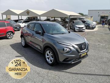 NISSAN JUKE 1.0 DIG-IT CONNECTA
Immatricolato 2021, 999cc, 114Cv/84Kw, 17.000Km, 5porte/5posti, Euo6D.
*** Auto Unicoproprietara, Km Certificati e Auto idonea per Neopatentati ***
Il prezzo proposto di euro 14.800,00 è legato alla promozione web che prevede un acquisto tramite finanziamento, Info in sede.
Il prezzo a Listino senza promo e senza vincoli è di euro 15.900,00.
Rimangono sempre esclusi i costi :
-del passaggio di proprietà pari ad euro 600,00
-messa su strada pari ad euro 300,00 che include l'attivazione della garanzia di 12 mesi completa, all'occorrenza controlli e/o tagliando completo preconsegna (olio,filtro olio, filtro aria e tutti i componenti necessari al ripristino ivi compresi kit distribuzione), kit gonfiaggio, 12 mesi di garanzia estendibili a 24/36mesi in base al veicolo e copre i componenti non soggetti ad usura (dettagli in sede).
Di serie con: Motore 3 cilindri, cambio manuale a 6 rapporti, Abs, Airbag, computer di bordo, vetri e specchietti elettrici, servosterzo, Cruise Control e limitatore di velocità con comandi al volante, climatizzatore automatico, radio con retrocamera, Drive modes (Selettore modalità di guida), Fari anteriori LED, fendinebbia, bracciolo, Freno di stazionamento elettrico con funzione Auto Hold, isofix, cerchi da 17“ + ruotino.
I NOSTRI SERVIZI :
-Vendita auto usate e storiche, moto e scooter nuovi e usati garantiti
-Acquisto diretto con pagamento immediato o conto vendita
-Permuta auto con moto e viceversa
-Noleggio breve e lungo termine
-Assicurazioni e Finanziamenti personalizzati
-Assistenza post-vendita
-Accessori e antifurti per moto e auto
VISITA il nostro sito internet: automotousateroma.it oppure scarica la nostra App: automotousateroma dall' Apple store o Play store per restare aggiornato sui nostri ultimi arrivi.
VIENI A TROVARCI PER VEDERE DAL VIVO QUESTO VEICOLO :
Auto Moto Usate Roma s.r.l.Via Appia Nuova 23, 00047, Marino (RM) (adiacente Sorelle Ramonda)
*************
HAI UNA PERMUTA?
compila il form sull'App o nel nostro sito automotousateroma.it
oppure inviaci foto e descrizione (modello anno km motore ...)
al nostro numero whatsapp : Cell. 366-6562866 o 351-4646876 Fisso 06-7215841 e-mail : info@automotousateroma.it
*************
La Auto Moto Usate Roma Srl declina ogni responsabilità per eventuali involontarie incongruenze che non rappresentano in alcun modo un impegno contrattuale e invitano i clienti a verificare sempre dal vivo la correttezza dei dati che potrebbero non coincidere con l’effettivo equipaggiamento del veicolo spesso dovuto alla incompatibilità dei dati trasmessi sulle varie piattaforme web. NISSAN JUKE 1.0 DIG-IT CONNECTA
Immatricolato 2021, 999cc, 114Cv/84Kw, 17.000Km, 5porte/5posti, Euo6D.
*** Auto Unicoproprietara, Km Certificati e Auto idonea per Neopatentati ***
Il prezzo proposto di euro 14.800,00 è legato alla promozione web che prevede un acquisto tramite finanziamento, Info in sede.
Il prezzo a Listino senza promo e senza vincoli è di euro 15.900,00.
Rimangono sempre esclusi i costi :
-del passaggio di proprietà pari ad euro 600,00
-messa su strada pari ad euro 300,00 che include l'attivazione della garanzia di 12 mesi completa, all'occorrenza controlli e/o tagliando completo preconsegna (olio,filtro olio, filtro aria e tutti i componenti necessari al ripristino ivi compresi kit distribuzione), kit gonfiaggio, 12 mesi di garanzia estendibili a 24/36mesi in base al veicolo e copre i componenti non soggetti ad usura (dettagli in sede).
Di serie con: Motore 3 cilindri, cambio manuale a 6 rapporti, Abs, Airbag, computer di bordo, vetri e specchietti elettrici, servosterzo, Cruise Control e limitatore di velocità con comandi al volante, climatizzatore automatico, radio con retrocamera, Drive modes (Selettore modalità di guida), Fari anteriori LED, fendinebbia, bracciolo, Freno di stazionamento elettrico con funzione Auto Hold, isofix, cerchi da 17“ + ruotino.
I NOSTRI SERVIZI :
-Vendita auto usate e storiche, moto e scooter nuovi e usati garantiti
-Acquisto diretto con pagamento immediato o conto vendita
-Permuta auto con moto e viceversa
-Noleggio breve e lungo termine
-Assicurazioni e Finanziamenti personalizzati
-Assistenza post-vendita
-Accessori e antifurti per moto e auto
VISITA il nostro sito internet: automotousateroma.it oppure scarica la nostra App: automotousateroma dall' Apple store o Play store per restare aggiornato sui nostri ultimi arrivi.
VIENI A TROVARCI PER VEDERE DAL VIVO QUESTO VEICOLO :
Auto Moto Usate Roma s.r.l.Via Appia Nuova 23, 00047, Marino (RM) (adiacente Sorelle Ramonda)
*************
HAI UNA PERMUTA?
compila il form sull'App o nel nostro sito automotousateroma.it
oppure inviaci foto e descrizione (modello anno km motore ...)
al nostro numero whatsapp : Cell. 366-6562866 o 351-4646876 Fisso 06-7215841 e-mail : info@automotousateroma.it
*************
La Auto Moto Usate Roma Srl declina ogni responsabilità per eventuali involontarie incongruenze che non rappresentano in alcun modo un impegno contrattuale e invitano i clienti a verificare sempre dal vivo la correttezza dei dati che potrebbero non coincidere con l’effettivo equipaggiamento del veicolo spesso dovuto alla incompatibilità dei dati trasmessi sulle varie piattaforme web.
