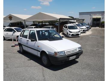 FIAT UNO 1.1 5p. 60 S GPL
Immatricolato 1991, 1108cc, 56Cv/41Kw, 165.000Km, 5porte/5posti.
*** Auto targata Roma ***
Rimangono sempre esclusi i costi :
-del passaggio di proprietà pari ad euro 300,00
- Nella formula Outlet il veicolo viene venduto con la formula Visto e piaciuta, e con la conformità legale del mezzo.
Di serie con: Motore 4 cilindri in linea, cambio manuale a 5 marce, Impianto Gpl, vetri elettrici anteriori, radio, clima, sedili in tessuto, Sedile posteriore sdoppiato, cerchi da 13â€.
I NOSTRI SERVIZI :
-Vendita auto usate e storiche, moto e scooter nuovi e usati garantiti
-Acquisto diretto con pagamento immediato o conto vendita
-Permuta auto con moto e viceversa
-Noleggio breve e lungo termine
-Assicurazioni e Finanziamenti personalizzati
-Assistenza post-vendita
-Accessori e antifurti per moto e auto
VISITA il nostro sito internet: automotousateroma.it oppure scarica la nostra App: automotousateroma dall' Apple store o Play store per restare aggiornato sui nostri ultimi arrivi.
VIENI A TROVARCI PER VEDERE DAL VIVO QUESTO VEICOLO :
Auto Moto Usate Roma s.r.l.Via Appia Nuova 23, 00047, Marino (RM) (adiacente Sorelle Ramonda)
*************
HAI UNA PERMUTA?
compila il form sull'App o nel nostro sito automotousateroma.it
oppure inviaci foto e descrizione (modello anno km motore ...)
al nostro numero whatsapp : Cell. 366-6562866 o 351-4646876 Fisso 06-7215841 e-mail : info@automotousateroma.it
*************
La Auto Moto Usate Roma Srl declina ogni responsabilità per eventuali involontarie incongruenze che non rappresentano in alcun modo un impegno contrattuale e invitano i clienti a verificare sempre dal vivo la correttezza dei dati che potrebbero non coincidere con l’effettivo equipaggiamento del veicolo spesso dovuto alla incompatibilità dei dati trasmessi sulle varie piattaforme web. FIAT UNO 1.1 5p. 60 S GPL
Immatricolato 1991, 1108cc, 56Cv/41Kw, 165.000Km, 5porte/5posti.
*** Auto targata Roma ***
Rimangono sempre esclusi i costi :
-del passaggio di proprietà pari ad euro 300,00
- Nella formula Outlet il veicolo viene venduto con la formula Visto e piaciuta, e con la conformità legale del mezzo.
Di serie con: Motore 4 cilindri in linea, cambio manuale a 5 marce, Impianto Gpl, vetri elettrici anteriori, radio, clima, sedili in tessuto, Sedile posteriore sdoppiato, cerchi da 13â€.
I NOSTRI SERVIZI :
-Vendita auto usate e storiche, moto e scooter nuovi e usati garantiti
-Acquisto diretto con pagamento immediato o conto vendita
-Permuta auto con moto e viceversa
-Noleggio breve e lungo termine
-Assicurazioni e Finanziamenti personalizzati
-Assistenza post-vendita
-Accessori e antifurti per moto e auto
VISITA il nostro sito internet: automotousateroma.it oppure scarica la nostra App: automotousateroma dall' Apple store o Play store per restare aggiornato sui nostri ultimi arrivi.
VIENI A TROVARCI PER VEDERE DAL VIVO QUESTO VEICOLO :
Auto Moto Usate Roma s.r.l.Via Appia Nuova 23, 00047, Marino (RM) (adiacente Sorelle Ramonda)
*************
HAI UNA PERMUTA?
compila il form sull'App o nel nostro sito automotousateroma.it
oppure inviaci foto e descrizione (modello anno km motore ...)
al nostro numero whatsapp : Cell. 366-6562866 o 351-4646876 Fisso 06-7215841 e-mail : info@automotousateroma.it
*************
La Auto Moto Usate Roma Srl declina ogni responsabilità per eventuali involontarie incongruenze che non rappresentano in alcun modo un impegno contrattuale e invitano i clienti a verificare sempre dal vivo la correttezza dei dati che potrebbero non coincidere con l’effettivo equipaggiamento del veicolo spesso dovuto alla incompatibilità dei dati trasmessi sulle varie piattaforme web.
