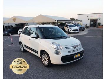 FIAT 500L 1.3 M-JET LOUNGE
Immatricolazione 2013, 1248cc, 85Cv/62Kw, 181.000Km, 5posti/5porte, Euro5B.
** IDONEA PER NEOPATENTATI **
*** Auto Unicoproprietario, Tagliandata e Bollata ***
- del passaggio di proprietà pari ad euro 500,00
messa su strada pari ad euro 300,00 che include l'attivazione della garanzia di 12 mesi completa, all'occorrenza controlli e o tagliando completo preconsegna (olio,filtro olio, filtro aria e tutti i componenti necessari al ripristino ivi compresi kit distribuzione), kit ruota di scorta o kit gonfiaggio, 12 mesi di garanzia estendibili a 24 36mesi in base al veicolo e copre i componenti non soggetti ad usura (dettagli in sede).
Con: Motore 4 cilindri in linea, cambio manuale a 5 rapporti, impianto stereo cd-mp3-aux-USB, comandi al volante, cruise control, climatizzatore, servosterzo city, start stop, computer di bordo, specchi e finestrini elettrici, airbag, abs, chiusure centralizzate, cerchi in leda da 16 ruotino di scorta.
I NOSTRI SERVIZI :
-Vendita auto usate e storiche, moto e scooter nuovi e usati garantiti
-Acquisto diretto con pagamento immediato o conto vendita
-Permuta auto con moto e viceversa
-Noleggio breve e lungo termine
-Assicurazioni e Finanziamenti personalizzati
-Assistenza post-vendita
-Accessori e antifurti per moto e auto
VISITA il nostro sito internet: automotousateroma.it oppure scarica la nostra App: automotousateroma dall' Apple store o Play store per restare aggiornato sui nostri ultimi arrivi.
VIENI A TROVARCI PER VEDERE DAL VIVO QUESTO VEICOLO :
Auto Moto Usate Roma s.r.l.Via Appia Nuova 23, 00047, Marino (RM) (adiacente Sorelle Ramonda)
*************
HAI UNA PERMUTA?
compila il form sull'App o nel nostro sito automotousateroma.it
oppure inviaci foto e descrizione (modello anno km motore ...)
al nostro numero whatsapp : Cell. 366-6562866 o 351-4646876 Fisso 06-7215841 e-mail : info@automotousateroma.it
*************
La Auto Moto Usate Roma Srl declina ogni responsabilità per eventuali involontarie incongruenze che non rappresentano in alcun modo un impegno contrattuale e invitano i clienti a verificare sempre dal vivo la correttezza dei dati che potrebbero non coincidere con l’effettivo equipaggiamento del veicolo spesso dovuto alla incompatibilità dei dati trasmessi sulle varie piattaforme web. FIAT 500L 1.3 M-JET LOUNGE
Immatricolazione 2013, 1248cc, 85Cv/62Kw, 181.000Km, 5posti/5porte, Euro5B.
** IDONEA PER NEOPATENTATI **
*** Auto Unicoproprietario, Tagliandata e Bollata ***
- del passaggio di proprietà pari ad euro 500,00
messa su strada pari ad euro 300,00 che include l'attivazione della garanzia di 12 mesi completa, all'occorrenza controlli e o tagliando completo preconsegna (olio,filtro olio, filtro aria e tutti i componenti necessari al ripristino ivi compresi kit distribuzione), kit ruota di scorta o kit gonfiaggio, 12 mesi di garanzia estendibili a 24 36mesi in base al veicolo e copre i componenti non soggetti ad usura (dettagli in sede).
Con: Motore 4 cilindri in linea, cambio manuale a 5 rapporti, impianto stereo cd-mp3-aux-USB, comandi al volante, cruise control, climatizzatore, servosterzo city, start stop, computer di bordo, specchi e finestrini elettrici, airbag, abs, chiusure centralizzate, cerchi in leda da 16 ruotino di scorta.
I NOSTRI SERVIZI :
-Vendita auto usate e storiche, moto e scooter nuovi e usati garantiti
-Acquisto diretto con pagamento immediato o conto vendita
-Permuta auto con moto e viceversa
-Noleggio breve e lungo termine
-Assicurazioni e Finanziamenti personalizzati
-Assistenza post-vendita
-Accessori e antifurti per moto e auto
VISITA il nostro sito internet: automotousateroma.it oppure scarica la nostra App: automotousateroma dall' Apple store o Play store per restare aggiornato sui nostri ultimi arrivi.
VIENI A TROVARCI PER VEDERE DAL VIVO QUESTO VEICOLO :
Auto Moto Usate Roma s.r.l.Via Appia Nuova 23, 00047, Marino (RM) (adiacente Sorelle Ramonda)
*************
HAI UNA PERMUTA?
compila il form sull'App o nel nostro sito automotousateroma.it
oppure inviaci foto e descrizione (modello anno km motore ...)
al nostro numero whatsapp : Cell. 366-6562866 o 351-4646876 Fisso 06-7215841 e-mail : info@automotousateroma.it
*************
La Auto Moto Usate Roma Srl declina ogni responsabilità per eventuali involontarie incongruenze che non rappresentano in alcun modo un impegno contrattuale e invitano i clienti a verificare sempre dal vivo la correttezza dei dati che potrebbero non coincidere con l’effettivo equipaggiamento del veicolo spesso dovuto alla incompatibilità dei dati trasmessi sulle varie piattaforme web.